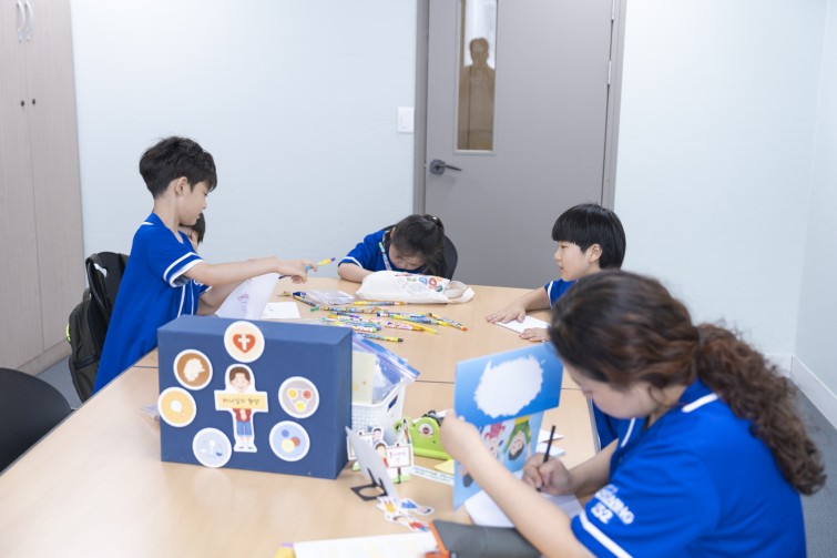 YTo1ODp7czo4OiJGaWxlTmFtZSI7czo0MDoiYTZmYWFiZWUtZGU3Ny00NzliLTg2ODAtMjk2Y2VlNTI4NDkxLmpwZyI7czoxMjoiRmlsZURhdGVUaW1lIjtpOjE3NTc4MjkxMjQ7czo4OiJGaWxlU2l6ZSI7aTo4NTgwNDQ7czo4OiJGaWxlVHlwZSI7aToyO3M6ODoiTWltZVR5cGUiO3M6MTA6ImltYWdlL2pwZWciO3M6MTM6IlNlY3Rpb25zRm91bmQiO3M6MzA6IkFOWV9UQUcsIElGRDAsIFRIVU1CTkFJTCwgRVhJRiI7czo4OiJDT01QVVRFRCI7YTo5OntzOjQ6Imh0bWwiO3M6MjY6IndpZHRoPSIxNzIxIiBoZWlnaHQ9IjExNDciIjtzOjY6IkhlaWdodCI7aToxMTQ3O3M6NToiV2lkdGgiO2k6MTcyMTtzOjc6IklzQ29sb3IiO2k6MTtzOjE3OiJCeXRlT3JkZXJNb3Rvcm9sYSI7aTowO3M6MTU6IkFwZXJ0dXJlRk51bWJlciI7czo1OiJmLzIuOCI7czo5OiJDb3B5cmlnaHQiO3M6NDoiWUFCQyI7czoxODoiVGh1bWJuYWlsLkZpbGVUeXBlIjtpOjI7czoxODoiVGh1bWJuYWlsLk1pbWVUeXBlIjtzOjEwOiJpbWFnZS9qcGVnIjt9czo0OiJNYWtlIjtzOjQ6IlNPTlkiO3M6NToiTW9kZWwiO3M6ODoiSUxDRS03TTQiO3M6MTE6IlhSZXNvbHV0aW9uIjtzOjU6IjI0MC8xIjtzOjExOiJZUmVzb2x1dGlvbiI7czo1OiIyNDAvMSI7czoxNDoiUmVzb2x1dGlvblVuaXQiO2k6MjtzOjg6IlNvZnR3YXJlIjtzOjUyOiJBZG9iZSBQaG90b3Nob3AgTGlnaHRyb29tIENsYXNzaWMgMTQuNS4xIChNYWNpbnRvc2gpIjtzOjg6IkRhdGVUaW1lIjtzOjE5OiIyMDI1OjA5OjE0IDE0OjUwOjQ0IjtzOjY6IkFydGlzdCI7czo3OiJZQUJDX1NHIjtzOjk6IkNvcHlyaWdodCI7czo0OiJZQUJDIjtzOjE2OiJFeGlmX0lGRF9Qb2ludGVyIjtpOjI1NDtzOjk6IlRIVU1CTkFJTCI7YTo2OntzOjExOiJDb21wcmVzc2lvbiI7aTo2O3M6MTE6IlhSZXNvbHV0aW9uIjtzOjQ6IjcyLzEiO3M6MTE6IllSZXNvbHV0aW9uIjtzOjQ6IjcyLzEiO3M6MTQ6IlJlc29sdXRpb25Vbml0IjtpOjI7czoyMToiSlBFR0ludGVyY2hhbmdlRm9ybWF0IjtpOjEwNDA7czoyNzoiSlBFR0ludGVyY2hhbmdlRm9ybWF0TGVuZ3RoIjtpOjEzMjkwO31zOjEyOiJFeHBvc3VyZVRpbWUiO3M6NToiMS8xMjUiO3M6NzoiRk51bWJlciI7czo1OiIyOC8xMCI7czoxNToiRXhwb3N1cmVQcm9ncmFtIjtpOjE7czoxNToiSVNPU3BlZWRSYXRpbmdzIjtpOjQwMDtzOjE5OiJVbmRlZmluZWRUYWc6MHg4ODMwIjtpOjI7czoxOToiVW5kZWZpbmVkVGFnOjB4ODgzMiI7aTo0MDA7czoxMToiRXhpZlZlcnNpb24iO3M6NDoiMDIzMiI7czoxNjoiRGF0ZVRpbWVPcmlnaW5hbCI7czoxOToiMjAyNTowOToxNCAxNDoxNDoxMSI7czoxNzoiRGF0ZVRpbWVEaWdpdGl6ZWQiO3M6MTk6IjIwMjU6MDk6MTQgMTQ6MTQ6MTEiO3M6MTk6IlVuZGVmaW5lZFRhZzoweDkwMTAiO3M6NjoiKzA5OjAwIjtzOjE5OiJVbmRlZmluZWRUYWc6MHg5MDExIjtzOjY6IiswOTowMCI7czoxOToiVW5kZWZpbmVkVGFnOjB4OTAxMiI7czo2OiIrMDk6MDAiO3M6MTc6IlNodXR0ZXJTcGVlZFZhbHVlIjtzOjE1OiI2OTY1Nzg0LzEwMDAwMDAiO3M6MTM6IkFwZXJ0dXJlVmFsdWUiO3M6MTU6IjI5NzA4NTQvMTAwMDAwMCI7czoxNToiQnJpZ2h0bmVzc1ZhbHVlIjtzOjEwOiIxMDk1NC8yNTYwIjtzOjE3OiJFeHBvc3VyZUJpYXNWYWx1ZSI7czo0OiIwLzEwIjtzOjE2OiJNYXhBcGVydHVyZVZhbHVlIjtzOjc6Ijc2MC8yNTYiO3M6MTI6Ik1ldGVyaW5nTW9kZSI7aTo1O3M6MTE6IkxpZ2h0U291cmNlIjtpOjI1NTtzOjU6IkZsYXNoIjtpOjE2O3M6MTE6IkZvY2FsTGVuZ3RoIjtzOjY6IjQxMC8xMCI7czoxODoiU3ViU2VjVGltZU9yaWdpbmFsIjtzOjM6IjQ1MSI7czoxOToiU3ViU2VjVGltZURpZ2l0aXplZCI7czozOiI0NTEiO3M6MTA6IkNvbG9yU3BhY2UiO2k6NjU1MzU7czoyMToiRm9jYWxQbGFuZVhSZXNvbHV0aW9uIjtzOjE0OiI2NDQ0OTMzOS8zMjc2OCI7czoyMToiRm9jYWxQbGFuZVlSZXNvbHV0aW9uIjtzOjE0OiI2NDQ0OTMzOS8zMjc2OCI7czoyNDoiRm9jYWxQbGFuZVJlc29sdXRpb25Vbml0IjtpOjM7czoxMDoiRmlsZVNvdXJjZSI7czoxOiIDIjtzOjk6IlNjZW5lVHlwZSI7czoxOiIBIjtzOjE0OiJDdXN0b21SZW5kZXJlZCI7aTowO3M6MTI6IkV4cG9zdXJlTW9kZSI7aToxO3M6MTI6IldoaXRlQmFsYW5jZSI7aToxO3M6MTY6IkRpZ2l0YWxab29tUmF0aW8iO3M6NToiMTYvMTYiO3M6MjE6IkZvY2FsTGVuZ3RoSW4zNW1tRmlsbSI7aTo0MTtzOjE2OiJTY2VuZUNhcHR1cmVUeXBlIjtpOjA7czo4OiJDb250cmFzdCI7aTowO3M6MTA6IlNhdHVyYXRpb24iO2k6MDtzOjk6IlNoYXJwbmVzcyI7aTowO3M6MTk6IlVuZGVmaW5lZFRhZzoweEE0MzIiO2E6NDp7aTowO3M6NjoiMjQwLzEwIjtpOjE7czo2OiI3MDAvMTAiO2k6MjtzOjU6IjI4LzEwIjtpOjM7czo1OiIyOC8xMCI7fXM6MTk6IlVuZGVmaW5lZFRhZzoweEE0MzQiO3M6MjE6IkZFIDI0LTcwbW0gRjIuOCBHTSBJSSI7fQ==