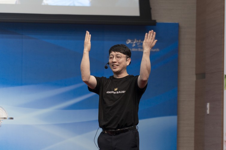 YTo1ODp7czo4OiJGaWxlTmFtZSI7czo0MDoiYTc0MmUxMzUtOGEyNS00ZGU3LTkwMmItN2YzNWIzNDExOWFlLmpwZyI7czoxMjoiRmlsZURhdGVUaW1lIjtpOjE3NDYxODYxMTk7czo4OiJGaWxlU2l6ZSI7aToxMDQ4MTg1O3M6ODoiRmlsZVR5cGUiO2k6MjtzOjg6Ik1pbWVUeXBlIjtzOjEwOiJpbWFnZS9qcGVnIjtzOjEzOiJTZWN0aW9uc0ZvdW5kIjtzOjMwOiJBTllfVEFHLCBJRkQwLCBUSFVNQk5BSUwsIEVYSUYiO3M6ODoiQ09NUFVURUQiO2E6OTp7czo0OiJodG1sIjtzOjI2OiJ3aWR0aD0iMTc1MiIgaGVpZ2h0PSIxMTY4IiI7czo2OiJIZWlnaHQiO2k6MTE2ODtzOjU6IldpZHRoIjtpOjE3NTI7czo3OiJJc0NvbG9yIjtpOjE7czoxNzoiQnl0ZU9yZGVyTW90b3JvbGEiO2k6MDtzOjE1OiJBcGVydHVyZUZOdW1iZXIiO3M6NToiZi80LjAiO3M6OToiQ29weXJpZ2h0IjtzOjQ6IllBQkMiO3M6MTg6IlRodW1ibmFpbC5GaWxlVHlwZSI7aToyO3M6MTg6IlRodW1ibmFpbC5NaW1lVHlwZSI7czoxMDoiaW1hZ2UvanBlZyI7fXM6NDoiTWFrZSI7czo0OiJTT05ZIjtzOjU6Ik1vZGVsIjtzOjg6IklMQ0UtN000IjtzOjExOiJYUmVzb2x1dGlvbiI7czo1OiIyNDAvMSI7czoxMToiWVJlc29sdXRpb24iO3M6NToiMjQwLzEiO3M6MTQ6IlJlc29sdXRpb25Vbml0IjtpOjI7czo4OiJTb2Z0d2FyZSI7czo1MDoiQWRvYmUgUGhvdG9zaG9wIExpZ2h0cm9vbSBDbGFzc2ljIDE0LjMgKE1hY2ludG9zaCkiO3M6ODoiRGF0ZVRpbWUiO3M6MTk6IjIwMjU6MDU6MDIgMjA6NDE6MDEiO3M6NjoiQXJ0aXN0IjtzOjc6IllBQkNfU0ciO3M6OToiQ29weXJpZ2h0IjtzOjQ6IllBQkMiO3M6MTY6IkV4aWZfSUZEX1BvaW50ZXIiO2k6MjUyO3M6OToiVEhVTUJOQUlMIjthOjY6e3M6MTE6IkNvbXByZXNzaW9uIjtpOjY7czoxMToiWFJlc29sdXRpb24iO3M6NDoiNzIvMSI7czoxMToiWVJlc29sdXRpb24iO3M6NDoiNzIvMSI7czoxNDoiUmVzb2x1dGlvblVuaXQiO2k6MjtzOjIxOiJKUEVHSW50ZXJjaGFuZ2VGb3JtYXQiO2k6MTAzODtzOjI3OiJKUEVHSW50ZXJjaGFuZ2VGb3JtYXRMZW5ndGgiO2k6OTczMzt9czoxMjoiRXhwb3N1cmVUaW1lIjtzOjU6IjEvMTI1IjtzOjc6IkZOdW1iZXIiO3M6MzoiNC8xIjtzOjE1OiJFeHBvc3VyZVByb2dyYW0iO2k6MTtzOjE1OiJJU09TcGVlZFJhdGluZ3MiO2k6MjUwO3M6MTk6IlVuZGVmaW5lZFRhZzoweDg4MzAiO2k6MjtzOjE5OiJVbmRlZmluZWRUYWc6MHg4ODMyIjtpOjI1MDtzOjExOiJFeGlmVmVyc2lvbiI7czo0OiIwMjMyIjtzOjE2OiJEYXRlVGltZU9yaWdpbmFsIjtzOjE5OiIyMDI1OjA0OjI3IDExOjU2OjExIjtzOjE3OiJEYXRlVGltZURpZ2l0aXplZCI7czoxOToiMjAyNTowNDoyNyAxMTo1NjoxMSI7czoxOToiVW5kZWZpbmVkVGFnOjB4OTAxMCI7czo2OiIrMDk6MDAiO3M6MTk6IlVuZGVmaW5lZFRhZzoweDkwMTEiO3M6NjoiKzA5OjAwIjtzOjE5OiJVbmRlZmluZWRUYWc6MHg5MDEyIjtzOjY6IiswOTowMCI7czoxNzoiU2h1dHRlclNwZWVkVmFsdWUiO3M6MTU6IjY5NjU3ODQvMTAwMDAwMCI7czoxMzoiQXBlcnR1cmVWYWx1ZSI7czozOiI0LzEiO3M6MTU6IkJyaWdodG5lc3NWYWx1ZSI7czo5OiI1NDI0LzI1NjAiO3M6MTc6IkV4cG9zdXJlQmlhc1ZhbHVlIjtzOjQ6IjAvMTAiO3M6MTY6Ik1heEFwZXJ0dXJlVmFsdWUiO3M6ODoiMTAyNC8yNTYiO3M6MTI6Ik1ldGVyaW5nTW9kZSI7aTo1O3M6MTE6IkxpZ2h0U291cmNlIjtpOjA7czo1OiJGbGFzaCI7aToxNjtzOjExOiJGb2NhbExlbmd0aCI7czo3OiIyMDAwLzEwIjtzOjE4OiJTdWJTZWNUaW1lT3JpZ2luYWwiO3M6MzoiMTA2IjtzOjE5OiJTdWJTZWNUaW1lRGlnaXRpemVkIjtzOjM6IjEwNiI7czoxMDoiQ29sb3JTcGFjZSI7aTo2NTUzNTtzOjIxOiJGb2NhbFBsYW5lWFJlc29sdXRpb24iO3M6MTQ6IjY0NDQ5MzM5LzMyNzY4IjtzOjIxOiJGb2NhbFBsYW5lWVJlc29sdXRpb24iO3M6MTQ6IjY0NDQ5MzM5LzMyNzY4IjtzOjI0OiJGb2NhbFBsYW5lUmVzb2x1dGlvblVuaXQiO2k6MztzOjEwOiJGaWxlU291cmNlIjtzOjE6IgMiO3M6OToiU2NlbmVUeXBlIjtzOjE6IgEiO3M6MTQ6IkN1c3RvbVJlbmRlcmVkIjtpOjA7czoxMjoiRXhwb3N1cmVNb2RlIjtpOjE7czoxMjoiV2hpdGVCYWxhbmNlIjtpOjA7czoxNjoiRGlnaXRhbFpvb21SYXRpbyI7czo1OiIxNi8xNiI7czoyMToiRm9jYWxMZW5ndGhJbjM1bW1GaWxtIjtpOjIwMDtzOjE2OiJTY2VuZUNhcHR1cmVUeXBlIjtpOjA7czo4OiJDb250cmFzdCI7aTowO3M6MTA6IlNhdHVyYXRpb24iO2k6MDtzOjk6IlNoYXJwbmVzcyI7aTowO3M6MTk6IlVuZGVmaW5lZFRhZzoweEE0MzIiO2E6NDp7aTowO3M6NjoiNzAwLzEwIjtpOjE7czo3OiIyMDAwLzEwIjtpOjI7czo1OiI0MC8xMCI7aTozO3M6NToiNDAvMTAiO31zOjE5OiJVbmRlZmluZWRUYWc6MHhBNDM0IjtzOjIwOiJGRSA3MC0yMDBtbSBGNCBHIE9TUyI7fQ==