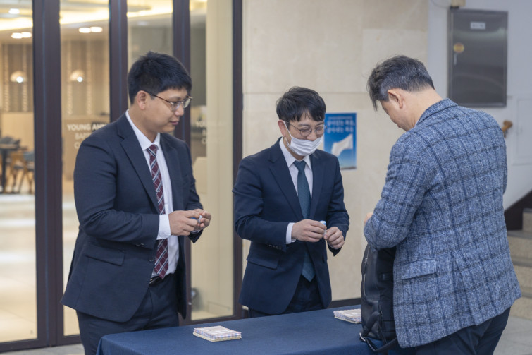 YTo1ODp7czo4OiJGaWxlTmFtZSI7czo0MDoiYjExYzI2MTItM2YxZi00NTZjLTlhNjgtYjMyNjVmYjA0ZDA1LmpwZyI7czoxMjoiRmlsZURhdGVUaW1lIjtpOjE3Njc0Mjk5NDU7czo4OiJGaWxlU2l6ZSI7aTo5Njk4NjQ7czo4OiJGaWxlVHlwZSI7aToyO3M6ODoiTWltZVR5cGUiO3M6MTA6ImltYWdlL2pwZWciO3M6MTM6IlNlY3Rpb25zRm91bmQiO3M6MzA6IkFOWV9UQUcsIElGRDAsIFRIVU1CTkFJTCwgRVhJRiI7czo4OiJDT01QVVRFRCI7YTo5OntzOjQ6Imh0bWwiO3M6MjY6IndpZHRoPSIxNTMyIiBoZWlnaHQ9IjEwMjEiIjtzOjY6IkhlaWdodCI7aToxMDIxO3M6NToiV2lkdGgiO2k6MTUzMjtzOjc6IklzQ29sb3IiO2k6MTtzOjE3OiJCeXRlT3JkZXJNb3Rvcm9sYSI7aTowO3M6MTU6IkFwZXJ0dXJlRk51bWJlciI7czo1OiJmLzIuOCI7czo5OiJDb3B5cmlnaHQiO3M6NDoiWUFCQyI7czoxODoiVGh1bWJuYWlsLkZpbGVUeXBlIjtpOjI7czoxODoiVGh1bWJuYWlsLk1pbWVUeXBlIjtzOjEwOiJpbWFnZS9qcGVnIjt9czo0OiJNYWtlIjtzOjQ6IlNPTlkiO3M6NToiTW9kZWwiO3M6ODoiSUxDRS03TTQiO3M6MTE6IlhSZXNvbHV0aW9uIjtzOjU6IjI0MC8xIjtzOjExOiJZUmVzb2x1dGlvbiI7czo1OiIyNDAvMSI7czoxNDoiUmVzb2x1dGlvblVuaXQiO2k6MjtzOjg6IlNvZnR3YXJlIjtzOjUwOiJBZG9iZSBQaG90b3Nob3AgTGlnaHRyb29tIENsYXNzaWMgMTUuMSAoTWFjaW50b3NoKSI7czo4OiJEYXRlVGltZSI7czoxOToiMjAyNjowMTowMyAxNzoxMDowNSI7czo2OiJBcnRpc3QiO3M6NzoiWUFCQ19TRyI7czo5OiJDb3B5cmlnaHQiO3M6NDoiWUFCQyI7czoxNjoiRXhpZl9JRkRfUG9pbnRlciI7aToyNTI7czo5OiJUSFVNQk5BSUwiO2E6Njp7czoxMToiQ29tcHJlc3Npb24iO2k6NjtzOjExOiJYUmVzb2x1dGlvbiI7czo0OiI3Mi8xIjtzOjExOiJZUmVzb2x1dGlvbiI7czo0OiI3Mi8xIjtzOjE0OiJSZXNvbHV0aW9uVW5pdCI7aToyO3M6MjE6IkpQRUdJbnRlcmNoYW5nZUZvcm1hdCI7aToxMDM4O3M6Mjc6IkpQRUdJbnRlcmNoYW5nZUZvcm1hdExlbmd0aCI7aToxNDU4Njt9czoxMjoiRXhwb3N1cmVUaW1lIjtzOjQ6IjEvNjAiO3M6NzoiRk51bWJlciI7czo1OiIyOC8xMCI7czoxNToiRXhwb3N1cmVQcm9ncmFtIjtpOjE7czoxNToiSVNPU3BlZWRSYXRpbmdzIjtpOjI1MDtzOjE5OiJVbmRlZmluZWRUYWc6MHg4ODMwIjtpOjI7czoxOToiVW5kZWZpbmVkVGFnOjB4ODgzMiI7aToyNTA7czoxMToiRXhpZlZlcnNpb24iO3M6NDoiMDIzMiI7czoxNjoiRGF0ZVRpbWVPcmlnaW5hbCI7czoxOToiMjAyNjowMTowMyAwNTo0Mzo1NSI7czoxNzoiRGF0ZVRpbWVEaWdpdGl6ZWQiO3M6MTk6IjIwMjY6MDE6MDMgMDU6NDM6NTUiO3M6MTk6IlVuZGVmaW5lZFRhZzoweDkwMTAiO3M6NjoiKzA5OjAwIjtzOjE5OiJVbmRlZmluZWRUYWc6MHg5MDExIjtzOjY6IiswOTowMCI7czoxOToiVW5kZWZpbmVkVGFnOjB4OTAxMiI7czo2OiIrMDk6MDAiO3M6MTc6IlNodXR0ZXJTcGVlZFZhbHVlIjtzOjE1OiI1OTA2ODkxLzEwMDAwMDAiO3M6MTM6IkFwZXJ0dXJlVmFsdWUiO3M6MTU6IjI5NzA4NTQvMTAwMDAwMCI7czoxNToiQnJpZ2h0bmVzc1ZhbHVlIjtzOjk6IjM4ODQvMjU2MCI7czoxNzoiRXhwb3N1cmVCaWFzVmFsdWUiO3M6NDoiMC8xMCI7czoxNjoiTWF4QXBlcnR1cmVWYWx1ZSI7czo3OiI3NjAvMjU2IjtzOjEyOiJNZXRlcmluZ01vZGUiO2k6NTtzOjExOiJMaWdodFNvdXJjZSI7aTowO3M6NToiRmxhc2giO2k6MTY7czoxMToiRm9jYWxMZW5ndGgiO3M6NjoiNzAwLzEwIjtzOjE4OiJTdWJTZWNUaW1lT3JpZ2luYWwiO3M6MzoiOTA5IjtzOjE5OiJTdWJTZWNUaW1lRGlnaXRpemVkIjtzOjM6IjkwOSI7czoxMDoiQ29sb3JTcGFjZSI7aTo2NTUzNTtzOjIxOiJGb2NhbFBsYW5lWFJlc29sdXRpb24iO3M6MTQ6IjY0NDQ5MzM5LzMyNzY4IjtzOjIxOiJGb2NhbFBsYW5lWVJlc29sdXRpb24iO3M6MTQ6IjY0NDQ5MzM5LzMyNzY4IjtzOjI0OiJGb2NhbFBsYW5lUmVzb2x1dGlvblVuaXQiO2k6MztzOjEwOiJGaWxlU291cmNlIjtzOjE6IgMiO3M6OToiU2NlbmVUeXBlIjtzOjE6IgEiO3M6MTQ6IkN1c3RvbVJlbmRlcmVkIjtpOjA7czoxMjoiRXhwb3N1cmVNb2RlIjtpOjE7czoxMjoiV2hpdGVCYWxhbmNlIjtpOjA7czoxNjoiRGlnaXRhbFpvb21SYXRpbyI7czo1OiIxNi8xNiI7czoyMToiRm9jYWxMZW5ndGhJbjM1bW1GaWxtIjtpOjcwO3M6MTY6IlNjZW5lQ2FwdHVyZVR5cGUiO2k6MDtzOjg6IkNvbnRyYXN0IjtpOjA7czoxMDoiU2F0dXJhdGlvbiI7aTowO3M6OToiU2hhcnBuZXNzIjtpOjA7czoxOToiVW5kZWZpbmVkVGFnOjB4QTQzMiI7YTo0OntpOjA7czo2OiIyNDAvMTAiO2k6MTtzOjY6IjcwMC8xMCI7aToyO3M6NToiMjgvMTAiO2k6MztzOjU6IjI4LzEwIjt9czoxOToiVW5kZWZpbmVkVGFnOjB4QTQzNCI7czoyMToiRkUgMjQtNzBtbSBGMi44IEdNIElJIjt9