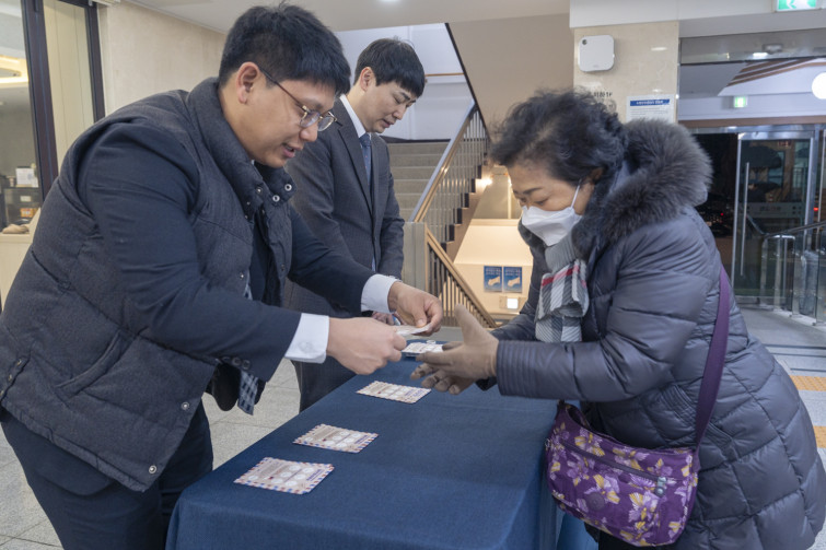 YTo1ODp7czo4OiJGaWxlTmFtZSI7czo0MDoiYjIyN2Y3MDEtZDFlZS00MWI5LWEzY2UtZGE2YTMzMmFiZDVmLmpwZyI7czoxMjoiRmlsZURhdGVUaW1lIjtpOjE3Njc0Mjk5NDM7czo4OiJGaWxlU2l6ZSI7aToxMDU5NDM5O3M6ODoiRmlsZVR5cGUiO2k6MjtzOjg6Ik1pbWVUeXBlIjtzOjEwOiJpbWFnZS9qcGVnIjtzOjEzOiJTZWN0aW9uc0ZvdW5kIjtzOjMwOiJBTllfVEFHLCBJRkQwLCBUSFVNQk5BSUwsIEVYSUYiO3M6ODoiQ09NUFVURUQiO2E6OTp7czo0OiJodG1sIjtzOjI2OiJ3aWR0aD0iMTUzMiIgaGVpZ2h0PSIxMDIxIiI7czo2OiJIZWlnaHQiO2k6MTAyMTtzOjU6IldpZHRoIjtpOjE1MzI7czo3OiJJc0NvbG9yIjtpOjE7czoxNzoiQnl0ZU9yZGVyTW90b3JvbGEiO2k6MDtzOjE1OiJBcGVydHVyZUZOdW1iZXIiO3M6NToiZi80LjAiO3M6OToiQ29weXJpZ2h0IjtzOjQ6IllBQkMiO3M6MTg6IlRodW1ibmFpbC5GaWxlVHlwZSI7aToyO3M6MTg6IlRodW1ibmFpbC5NaW1lVHlwZSI7czoxMDoiaW1hZ2UvanBlZyI7fXM6NDoiTWFrZSI7czo0OiJTT05ZIjtzOjU6Ik1vZGVsIjtzOjg6IklMQ0UtN000IjtzOjExOiJYUmVzb2x1dGlvbiI7czo1OiIyNDAvMSI7czoxMToiWVJlc29sdXRpb24iO3M6NToiMjQwLzEiO3M6MTQ6IlJlc29sdXRpb25Vbml0IjtpOjI7czo4OiJTb2Z0d2FyZSI7czo1MDoiQWRvYmUgUGhvdG9zaG9wIExpZ2h0cm9vbSBDbGFzc2ljIDE1LjEgKE1hY2ludG9zaCkiO3M6ODoiRGF0ZVRpbWUiO3M6MTk6IjIwMjY6MDE6MDMgMTc6MDk6NTMiO3M6NjoiQXJ0aXN0IjtzOjc6IllBQkNfU0ciO3M6OToiQ29weXJpZ2h0IjtzOjQ6IllBQkMiO3M6MTY6IkV4aWZfSUZEX1BvaW50ZXIiO2k6MjUyO3M6OToiVEhVTUJOQUlMIjthOjY6e3M6MTE6IkNvbXByZXNzaW9uIjtpOjY7czoxMToiWFJlc29sdXRpb24iO3M6NDoiNzIvMSI7czoxMToiWVJlc29sdXRpb24iO3M6NDoiNzIvMSI7czoxNDoiUmVzb2x1dGlvblVuaXQiO2k6MjtzOjIxOiJKUEVHSW50ZXJjaGFuZ2VGb3JtYXQiO2k6MTAzODtzOjI3OiJKUEVHSW50ZXJjaGFuZ2VGb3JtYXRMZW5ndGgiO2k6MTUyMjY7fXM6MTI6IkV4cG9zdXJlVGltZSI7czo0OiIxLzYwIjtzOjc6IkZOdW1iZXIiO3M6MzoiNC8xIjtzOjE1OiJFeHBvc3VyZVByb2dyYW0iO2k6MTtzOjE1OiJJU09TcGVlZFJhdGluZ3MiO2k6NTAwO3M6MTk6IlVuZGVmaW5lZFRhZzoweDg4MzAiO2k6MjtzOjE5OiJVbmRlZmluZWRUYWc6MHg4ODMyIjtpOjUwMDtzOjExOiJFeGlmVmVyc2lvbiI7czo0OiIwMjMyIjtzOjE2OiJEYXRlVGltZU9yaWdpbmFsIjtzOjE5OiIyMDI2OjAxOjAyIDA1OjM5OjU1IjtzOjE3OiJEYXRlVGltZURpZ2l0aXplZCI7czoxOToiMjAyNjowMTowMiAwNTozOTo1NSI7czoxOToiVW5kZWZpbmVkVGFnOjB4OTAxMCI7czo2OiIrMDk6MDAiO3M6MTk6IlVuZGVmaW5lZFRhZzoweDkwMTEiO3M6NjoiKzA5OjAwIjtzOjE5OiJVbmRlZmluZWRUYWc6MHg5MDEyIjtzOjY6IiswOTowMCI7czoxNzoiU2h1dHRlclNwZWVkVmFsdWUiO3M6MTU6IjU5MDY4OTEvMTAwMDAwMCI7czoxMzoiQXBlcnR1cmVWYWx1ZSI7czozOiI0LzEiO3M6MTU6IkJyaWdodG5lc3NWYWx1ZSI7czo5OiIzMTM0LzI1NjAiO3M6MTc6IkV4cG9zdXJlQmlhc1ZhbHVlIjtzOjQ6IjAvMTAiO3M6MTY6Ik1heEFwZXJ0dXJlVmFsdWUiO3M6NzoiNzYwLzI1NiI7czoxMjoiTWV0ZXJpbmdNb2RlIjtpOjU7czoxMToiTGlnaHRTb3VyY2UiO2k6MDtzOjU6IkZsYXNoIjtpOjE2O3M6MTE6IkZvY2FsTGVuZ3RoIjtzOjY6IjI0MC8xMCI7czoxODoiU3ViU2VjVGltZU9yaWdpbmFsIjtzOjM6IjA5MCI7czoxOToiU3ViU2VjVGltZURpZ2l0aXplZCI7czozOiIwOTAiO3M6MTA6IkNvbG9yU3BhY2UiO2k6NjU1MzU7czoyMToiRm9jYWxQbGFuZVhSZXNvbHV0aW9uIjtzOjE0OiI2NDQ0OTMzOS8zMjc2OCI7czoyMToiRm9jYWxQbGFuZVlSZXNvbHV0aW9uIjtzOjE0OiI2NDQ0OTMzOS8zMjc2OCI7czoyNDoiRm9jYWxQbGFuZVJlc29sdXRpb25Vbml0IjtpOjM7czoxMDoiRmlsZVNvdXJjZSI7czoxOiIDIjtzOjk6IlNjZW5lVHlwZSI7czoxOiIBIjtzOjE0OiJDdXN0b21SZW5kZXJlZCI7aTowO3M6MTI6IkV4cG9zdXJlTW9kZSI7aToxO3M6MTI6IldoaXRlQmFsYW5jZSI7aTowO3M6MTY6IkRpZ2l0YWxab29tUmF0aW8iO3M6NToiMTYvMTYiO3M6MjE6IkZvY2FsTGVuZ3RoSW4zNW1tRmlsbSI7aToyNDtzOjE2OiJTY2VuZUNhcHR1cmVUeXBlIjtpOjA7czo4OiJDb250cmFzdCI7aTowO3M6MTA6IlNhdHVyYXRpb24iO2k6MDtzOjk6IlNoYXJwbmVzcyI7aTowO3M6MTk6IlVuZGVmaW5lZFRhZzoweEE0MzIiO2E6NDp7aTowO3M6NjoiMjQwLzEwIjtpOjE7czo2OiI3MDAvMTAiO2k6MjtzOjU6IjI4LzEwIjtpOjM7czo1OiIyOC8xMCI7fXM6MTk6IlVuZGVmaW5lZFRhZzoweEE0MzQiO3M6MjE6IkZFIDI0LTcwbW0gRjIuOCBHTSBJSSI7fQ==