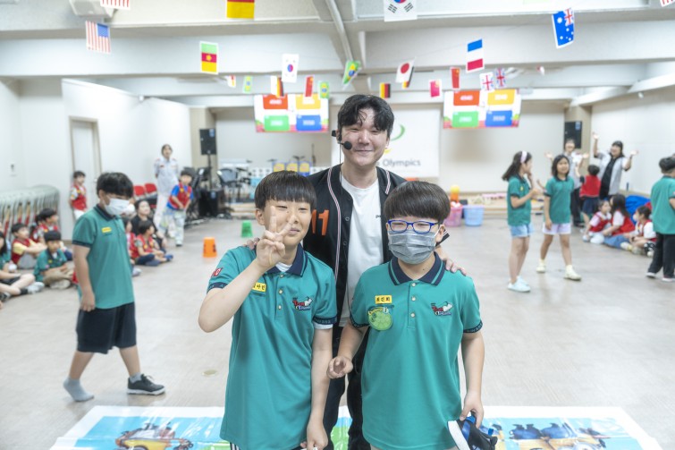 YTo1ODp7czo4OiJGaWxlTmFtZSI7czo0MDoiYjJhMzU3ZDktMmI1Yi00YzkwLWFkOTgtOTc5YzI3ODg5NTE2LmpwZyI7czoxMjoiRmlsZURhdGVUaW1lIjtpOjE3NTA0ODMyMzA7czo4OiJGaWxlU2l6ZSI7aToxMTY1MTc3O3M6ODoiRmlsZVR5cGUiO2k6MjtzOjg6Ik1pbWVUeXBlIjtzOjEwOiJpbWFnZS9qcGVnIjtzOjEzOiJTZWN0aW9uc0ZvdW5kIjtzOjMwOiJBTllfVEFHLCBJRkQwLCBUSFVNQk5BSUwsIEVYSUYiO3M6ODoiQ09NUFVURUQiO2E6OTp7czo0OiJodG1sIjtzOjI2OiJ3aWR0aD0iMTc1MiIgaGVpZ2h0PSIxMTY4IiI7czo2OiJIZWlnaHQiO2k6MTE2ODtzOjU6IldpZHRoIjtpOjE3NTI7czo3OiJJc0NvbG9yIjtpOjE7czoxNzoiQnl0ZU9yZGVyTW90b3JvbGEiO2k6MDtzOjE1OiJBcGVydHVyZUZOdW1iZXIiO3M6NToiZi8yLjgiO3M6OToiQ29weXJpZ2h0IjtzOjQ6IllBQkMiO3M6MTg6IlRodW1ibmFpbC5GaWxlVHlwZSI7aToyO3M6MTg6IlRodW1ibmFpbC5NaW1lVHlwZSI7czoxMDoiaW1hZ2UvanBlZyI7fXM6NDoiTWFrZSI7czo0OiJTT05ZIjtzOjU6Ik1vZGVsIjtzOjg6IklMQ0UtN000IjtzOjExOiJYUmVzb2x1dGlvbiI7czo1OiIyNDAvMSI7czoxMToiWVJlc29sdXRpb24iO3M6NToiMjQwLzEiO3M6MTQ6IlJlc29sdXRpb25Vbml0IjtpOjI7czo4OiJTb2Z0d2FyZSI7czo1MjoiQWRvYmUgUGhvdG9zaG9wIExpZ2h0cm9vbSBDbGFzc2ljIDE0LjMuMSAoTWFjaW50b3NoKSI7czo4OiJEYXRlVGltZSI7czoxOToiMjAyNTowNjoyMSAxNDoxNDozMSI7czo2OiJBcnRpc3QiO3M6NzoiWUFCQ19TRyI7czo5OiJDb3B5cmlnaHQiO3M6NDoiWUFCQyI7czoxNjoiRXhpZl9JRkRfUG9pbnRlciI7aToyNTQ7czo5OiJUSFVNQk5BSUwiO2E6Njp7czoxMToiQ29tcHJlc3Npb24iO2k6NjtzOjExOiJYUmVzb2x1dGlvbiI7czo0OiI3Mi8xIjtzOjExOiJZUmVzb2x1dGlvbiI7czo0OiI3Mi8xIjtzOjE0OiJSZXNvbHV0aW9uVW5pdCI7aToyO3M6MjE6IkpQRUdJbnRlcmNoYW5nZUZvcm1hdCI7aToxMDQwO3M6Mjc6IkpQRUdJbnRlcmNoYW5nZUZvcm1hdExlbmd0aCI7aToxODYyMDt9czoxMjoiRXhwb3N1cmVUaW1lIjtzOjQ6IjEvNjAiO3M6NzoiRk51bWJlciI7czo1OiIyOC8xMCI7czoxNToiRXhwb3N1cmVQcm9ncmFtIjtpOjE7czoxNToiSVNPU3BlZWRSYXRpbmdzIjtpOjIwMDtzOjE5OiJVbmRlZmluZWRUYWc6MHg4ODMwIjtpOjI7czoxOToiVW5kZWZpbmVkVGFnOjB4ODgzMiI7aToyMDA7czoxMToiRXhpZlZlcnNpb24iO3M6NDoiMDIzMiI7czoxNjoiRGF0ZVRpbWVPcmlnaW5hbCI7czoxOToiMjAyNTowNjoyMSAxMDozNjoyOCI7czoxNzoiRGF0ZVRpbWVEaWdpdGl6ZWQiO3M6MTk6IjIwMjU6MDY6MjEgMTA6MzY6MjgiO3M6MTk6IlVuZGVmaW5lZFRhZzoweDkwMTAiO3M6NjoiKzA5OjAwIjtzOjE5OiJVbmRlZmluZWRUYWc6MHg5MDExIjtzOjY6IiswOTowMCI7czoxOToiVW5kZWZpbmVkVGFnOjB4OTAxMiI7czo2OiIrMDk6MDAiO3M6MTc6IlNodXR0ZXJTcGVlZFZhbHVlIjtzOjE1OiI1OTA2ODkxLzEwMDAwMDAiO3M6MTM6IkFwZXJ0dXJlVmFsdWUiO3M6MTU6IjI5NzA4NTQvMTAwMDAwMCI7czoxNToiQnJpZ2h0bmVzc1ZhbHVlIjtzOjk6IjY2MjQvMjU2MCI7czoxNzoiRXhwb3N1cmVCaWFzVmFsdWUiO3M6NDoiMC8xMCI7czoxNjoiTWF4QXBlcnR1cmVWYWx1ZSI7czo3OiI3NjAvMjU2IjtzOjEyOiJNZXRlcmluZ01vZGUiO2k6NTtzOjExOiJMaWdodFNvdXJjZSI7aTowO3M6NToiRmxhc2giO2k6MTM7czoxMToiRm9jYWxMZW5ndGgiO3M6NjoiMzAwLzEwIjtzOjE4OiJTdWJTZWNUaW1lT3JpZ2luYWwiO3M6MzoiMjMyIjtzOjE5OiJTdWJTZWNUaW1lRGlnaXRpemVkIjtzOjM6IjIzMiI7czoxMDoiQ29sb3JTcGFjZSI7aTo2NTUzNTtzOjIxOiJGb2NhbFBsYW5lWFJlc29sdXRpb24iO3M6MTQ6IjY0NDQ5MzM5LzMyNzY4IjtzOjIxOiJGb2NhbFBsYW5lWVJlc29sdXRpb24iO3M6MTQ6IjY0NDQ5MzM5LzMyNzY4IjtzOjI0OiJGb2NhbFBsYW5lUmVzb2x1dGlvblVuaXQiO2k6MztzOjEwOiJGaWxlU291cmNlIjtzOjE6IgMiO3M6OToiU2NlbmVUeXBlIjtzOjE6IgEiO3M6MTQ6IkN1c3RvbVJlbmRlcmVkIjtpOjA7czoxMjoiRXhwb3N1cmVNb2RlIjtpOjE7czoxMjoiV2hpdGVCYWxhbmNlIjtpOjE7czoxNjoiRGlnaXRhbFpvb21SYXRpbyI7czo1OiIxNi8xNiI7czoyMToiRm9jYWxMZW5ndGhJbjM1bW1GaWxtIjtpOjMwO3M6MTY6IlNjZW5lQ2FwdHVyZVR5cGUiO2k6MDtzOjg6IkNvbnRyYXN0IjtpOjA7czoxMDoiU2F0dXJhdGlvbiI7aTowO3M6OToiU2hhcnBuZXNzIjtpOjA7czoxOToiVW5kZWZpbmVkVGFnOjB4QTQzMiI7YTo0OntpOjA7czo2OiIyNDAvMTAiO2k6MTtzOjY6IjcwMC8xMCI7aToyO3M6NToiMjgvMTAiO2k6MztzOjU6IjI4LzEwIjt9czoxOToiVW5kZWZpbmVkVGFnOjB4QTQzNCI7czoyMToiRkUgMjQtNzBtbSBGMi44IEdNIElJIjt9