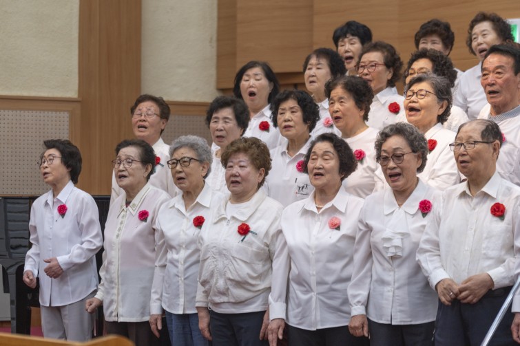 YTo1ODp7czo4OiJGaWxlTmFtZSI7czo0MDoiYmMwNzNjMTctMjA1Zi00NWQzLThiOWQtMDIwNGJhMThmNWE2LmpwZyI7czoxMjoiRmlsZURhdGVUaW1lIjtpOjE3NDcwOTY4MzI7czo4OiJGaWxlU2l6ZSI7aToxMzA1MTc1O3M6ODoiRmlsZVR5cGUiO2k6MjtzOjg6Ik1pbWVUeXBlIjtzOjEwOiJpbWFnZS9qcGVnIjtzOjEzOiJTZWN0aW9uc0ZvdW5kIjtzOjMwOiJBTllfVEFHLCBJRkQwLCBUSFVNQk5BSUwsIEVYSUYiO3M6ODoiQ09NUFVURUQiO2E6OTp7czo0OiJodG1sIjtzOjI2OiJ3aWR0aD0iMTc1MiIgaGVpZ2h0PSIxMTY4IiI7czo2OiJIZWlnaHQiO2k6MTE2ODtzOjU6IldpZHRoIjtpOjE3NTI7czo3OiJJc0NvbG9yIjtpOjE7czoxNzoiQnl0ZU9yZGVyTW90b3JvbGEiO2k6MDtzOjE1OiJBcGVydHVyZUZOdW1iZXIiO3M6NToiZi80LjAiO3M6OToiQ29weXJpZ2h0IjtzOjQ6IllBQkMiO3M6MTg6IlRodW1ibmFpbC5GaWxlVHlwZSI7aToyO3M6MTg6IlRodW1ibmFpbC5NaW1lVHlwZSI7czoxMDoiaW1hZ2UvanBlZyI7fXM6NDoiTWFrZSI7czo0OiJTT05ZIjtzOjU6Ik1vZGVsIjtzOjg6IklMQ0UtN000IjtzOjExOiJYUmVzb2x1dGlvbiI7czo1OiIyNDAvMSI7czoxMToiWVJlc29sdXRpb24iO3M6NToiMjQwLzEiO3M6MTQ6IlJlc29sdXRpb25Vbml0IjtpOjI7czo4OiJTb2Z0d2FyZSI7czo1MjoiQWRvYmUgUGhvdG9zaG9wIExpZ2h0cm9vbSBDbGFzc2ljIDE0LjMuMSAoTWFjaW50b3NoKSI7czo4OiJEYXRlVGltZSI7czoxOToiMjAyNTowNToxMSAyMToyMjo1OSI7czo2OiJBcnRpc3QiO3M6NzoiWUFCQ19TRyI7czo5OiJDb3B5cmlnaHQiO3M6NDoiWUFCQyI7czoxNjoiRXhpZl9JRkRfUG9pbnRlciI7aToyNTQ7czo5OiJUSFVNQk5BSUwiO2E6Njp7czoxMToiQ29tcHJlc3Npb24iO2k6NjtzOjExOiJYUmVzb2x1dGlvbiI7czo0OiI3Mi8xIjtzOjExOiJZUmVzb2x1dGlvbiI7czo0OiI3Mi8xIjtzOjE0OiJSZXNvbHV0aW9uVW5pdCI7aToyO3M6MjE6IkpQRUdJbnRlcmNoYW5nZUZvcm1hdCI7aToxMDQwO3M6Mjc6IkpQRUdJbnRlcmNoYW5nZUZvcm1hdExlbmd0aCI7aToxNjQ0OTt9czoxMjoiRXhwb3N1cmVUaW1lIjtzOjU6IjEvMTYwIjtzOjc6IkZOdW1iZXIiO3M6MzoiNC8xIjtzOjE1OiJFeHBvc3VyZVByb2dyYW0iO2k6MTtzOjE1OiJJU09TcGVlZFJhdGluZ3MiO2k6NTAwO3M6MTk6IlVuZGVmaW5lZFRhZzoweDg4MzAiO2k6MjtzOjE5OiJVbmRlZmluZWRUYWc6MHg4ODMyIjtpOjUwMDtzOjExOiJFeGlmVmVyc2lvbiI7czo0OiIwMjMyIjtzOjE2OiJEYXRlVGltZU9yaWdpbmFsIjtzOjE5OiIyMDI1OjA1OjExIDExOjQ4OjEyIjtzOjE3OiJEYXRlVGltZURpZ2l0aXplZCI7czoxOToiMjAyNTowNToxMSAxMTo0ODoxMiI7czoxOToiVW5kZWZpbmVkVGFnOjB4OTAxMCI7czo2OiIrMDk6MDAiO3M6MTk6IlVuZGVmaW5lZFRhZzoweDkwMTEiO3M6NjoiKzA5OjAwIjtzOjE5OiJVbmRlZmluZWRUYWc6MHg5MDEyIjtzOjY6IiswOTowMCI7czoxNzoiU2h1dHRlclNwZWVkVmFsdWUiO3M6MTU6IjczMjE5MjgvMTAwMDAwMCI7czoxMzoiQXBlcnR1cmVWYWx1ZSI7czozOiI0LzEiO3M6MTU6IkJyaWdodG5lc3NWYWx1ZSI7czo5OiI2MDU0LzI1NjAiO3M6MTc6IkV4cG9zdXJlQmlhc1ZhbHVlIjtzOjQ6IjAvMTAiO3M6MTY6Ik1heEFwZXJ0dXJlVmFsdWUiO3M6ODoiMTAyNC8yNTYiO3M6MTI6Ik1ldGVyaW5nTW9kZSI7aTo1O3M6MTE6IkxpZ2h0U291cmNlIjtpOjA7czo1OiJGbGFzaCI7aToxNjtzOjExOiJGb2NhbExlbmd0aCI7czo3OiIxMDcwLzEwIjtzOjE4OiJTdWJTZWNUaW1lT3JpZ2luYWwiO3M6MzoiMzY3IjtzOjE5OiJTdWJTZWNUaW1lRGlnaXRpemVkIjtzOjM6IjM2NyI7czoxMDoiQ29sb3JTcGFjZSI7aTo2NTUzNTtzOjIxOiJGb2NhbFBsYW5lWFJlc29sdXRpb24iO3M6MTQ6IjY0NDQ5MzM5LzMyNzY4IjtzOjIxOiJGb2NhbFBsYW5lWVJlc29sdXRpb24iO3M6MTQ6IjY0NDQ5MzM5LzMyNzY4IjtzOjI0OiJGb2NhbFBsYW5lUmVzb2x1dGlvblVuaXQiO2k6MztzOjEwOiJGaWxlU291cmNlIjtzOjE6IgMiO3M6OToiU2NlbmVUeXBlIjtzOjE6IgEiO3M6MTQ6IkN1c3RvbVJlbmRlcmVkIjtpOjA7czoxMjoiRXhwb3N1cmVNb2RlIjtpOjE7czoxMjoiV2hpdGVCYWxhbmNlIjtpOjA7czoxNjoiRGlnaXRhbFpvb21SYXRpbyI7czo1OiIxNi8xNiI7czoyMToiRm9jYWxMZW5ndGhJbjM1bW1GaWxtIjtpOjEwNztzOjE2OiJTY2VuZUNhcHR1cmVUeXBlIjtpOjA7czo4OiJDb250cmFzdCI7aTowO3M6MTA6IlNhdHVyYXRpb24iO2k6MDtzOjk6IlNoYXJwbmVzcyI7aTowO3M6MTk6IlVuZGVmaW5lZFRhZzoweEE0MzIiO2E6NDp7aTowO3M6NjoiNzAwLzEwIjtpOjE7czo3OiIyMDAwLzEwIjtpOjI7czo1OiI0MC8xMCI7aTozO3M6NToiNDAvMTAiO31zOjE5OiJVbmRlZmluZWRUYWc6MHhBNDM0IjtzOjIwOiJGRSA3MC0yMDBtbSBGNCBHIE9TUyI7fQ==