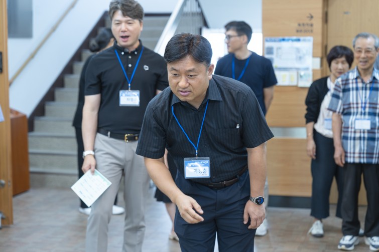 YTo1ODp7czo4OiJGaWxlTmFtZSI7czo0MDoiYmM1OGVjYjAtN2YzNy00ZDZhLWIwZDEtNGZkZmNmMTBmNWJiLmpwZyI7czoxMjoiRmlsZURhdGVUaW1lIjtpOjE3NTY1NDkyMzY7czo4OiJGaWxlU2l6ZSI7aToxMDQ0MDgxO3M6ODoiRmlsZVR5cGUiO2k6MjtzOjg6Ik1pbWVUeXBlIjtzOjEwOiJpbWFnZS9qcGVnIjtzOjEzOiJTZWN0aW9uc0ZvdW5kIjtzOjMwOiJBTllfVEFHLCBJRkQwLCBUSFVNQk5BSUwsIEVYSUYiO3M6ODoiQ09NUFVURUQiO2E6OTp7czo0OiJodG1sIjtzOjI2OiJ3aWR0aD0iMTczMyIgaGVpZ2h0PSIxMTU1IiI7czo2OiJIZWlnaHQiO2k6MTE1NTtzOjU6IldpZHRoIjtpOjE3MzM7czo3OiJJc0NvbG9yIjtpOjE7czoxNzoiQnl0ZU9yZGVyTW90b3JvbGEiO2k6MDtzOjE1OiJBcGVydHVyZUZOdW1iZXIiO3M6NToiZi8yLjgiO3M6OToiQ29weXJpZ2h0IjtzOjQ6IllBQkMiO3M6MTg6IlRodW1ibmFpbC5GaWxlVHlwZSI7aToyO3M6MTg6IlRodW1ibmFpbC5NaW1lVHlwZSI7czoxMDoiaW1hZ2UvanBlZyI7fXM6NDoiTWFrZSI7czo0OiJTT05ZIjtzOjU6Ik1vZGVsIjtzOjg6IklMQ0UtN000IjtzOjExOiJYUmVzb2x1dGlvbiI7czo1OiIyNDAvMSI7czoxMToiWVJlc29sdXRpb24iO3M6NToiMjQwLzEiO3M6MTQ6IlJlc29sdXRpb25Vbml0IjtpOjI7czo4OiJTb2Z0d2FyZSI7czo1MjoiQWRvYmUgUGhvdG9zaG9wIExpZ2h0cm9vbSBDbGFzc2ljIDE0LjUuMSAoTWFjaW50b3NoKSI7czo4OiJEYXRlVGltZSI7czoxOToiMjAyNTowODozMCAxOToxNjowMiI7czo2OiJBcnRpc3QiO3M6NzoiWUFCQ19TRyI7czo5OiJDb3B5cmlnaHQiO3M6NDoiWUFCQyI7czoxNjoiRXhpZl9JRkRfUG9pbnRlciI7aToyNTQ7czo5OiJUSFVNQk5BSUwiO2E6Njp7czoxMToiQ29tcHJlc3Npb24iO2k6NjtzOjExOiJYUmVzb2x1dGlvbiI7czo0OiI3Mi8xIjtzOjExOiJZUmVzb2x1dGlvbiI7czo0OiI3Mi8xIjtzOjE0OiJSZXNvbHV0aW9uVW5pdCI7aToyO3M6MjE6IkpQRUdJbnRlcmNoYW5nZUZvcm1hdCI7aToxMDQwO3M6Mjc6IkpQRUdJbnRlcmNoYW5nZUZvcm1hdExlbmd0aCI7aToxNjE0Njt9czoxMjoiRXhwb3N1cmVUaW1lIjtzOjQ6IjEvNjAiO3M6NzoiRk51bWJlciI7czo1OiIyOC8xMCI7czoxNToiRXhwb3N1cmVQcm9ncmFtIjtpOjE7czoxNToiSVNPU3BlZWRSYXRpbmdzIjtpOjgwO3M6MTk6IlVuZGVmaW5lZFRhZzoweDg4MzAiO2k6MjtzOjE5OiJVbmRlZmluZWRUYWc6MHg4ODMyIjtpOjgwO3M6MTE6IkV4aWZWZXJzaW9uIjtzOjQ6IjAyMzIiO3M6MTY6IkRhdGVUaW1lT3JpZ2luYWwiO3M6MTk6IjIwMjU6MDg6MzAgMTU6NDU6NDciO3M6MTc6IkRhdGVUaW1lRGlnaXRpemVkIjtzOjE5OiIyMDI1OjA4OjMwIDE1OjQ1OjQ3IjtzOjE5OiJVbmRlZmluZWRUYWc6MHg5MDEwIjtzOjY6IiswOTowMCI7czoxOToiVW5kZWZpbmVkVGFnOjB4OTAxMSI7czo2OiIrMDk6MDAiO3M6MTk6IlVuZGVmaW5lZFRhZzoweDkwMTIiO3M6NjoiKzA5OjAwIjtzOjE3OiJTaHV0dGVyU3BlZWRWYWx1ZSI7czoxNToiNTkwNjg5MS8xMDAwMDAwIjtzOjEzOiJBcGVydHVyZVZhbHVlIjtzOjE1OiIyOTcwODU0LzEwMDAwMDAiO3M6MTU6IkJyaWdodG5lc3NWYWx1ZSI7czo5OiI1MDg0LzI1NjAiO3M6MTc6IkV4cG9zdXJlQmlhc1ZhbHVlIjtzOjQ6IjAvMTAiO3M6MTY6Ik1heEFwZXJ0dXJlVmFsdWUiO3M6NzoiNzYwLzI1NiI7czoxMjoiTWV0ZXJpbmdNb2RlIjtpOjU7czoxMToiTGlnaHRTb3VyY2UiO2k6MDtzOjU6IkZsYXNoIjtpOjEzO3M6MTE6IkZvY2FsTGVuZ3RoIjtzOjY6IjcwMC8xMCI7czoxODoiU3ViU2VjVGltZU9yaWdpbmFsIjtzOjM6IjExNSI7czoxOToiU3ViU2VjVGltZURpZ2l0aXplZCI7czozOiIxMTUiO3M6MTA6IkNvbG9yU3BhY2UiO2k6NjU1MzU7czoyMToiRm9jYWxQbGFuZVhSZXNvbHV0aW9uIjtzOjE0OiI2NDQ0OTMzOS8zMjc2OCI7czoyMToiRm9jYWxQbGFuZVlSZXNvbHV0aW9uIjtzOjE0OiI2NDQ0OTMzOS8zMjc2OCI7czoyNDoiRm9jYWxQbGFuZVJlc29sdXRpb25Vbml0IjtpOjM7czoxMDoiRmlsZVNvdXJjZSI7czoxOiIDIjtzOjk6IlNjZW5lVHlwZSI7czoxOiIBIjtzOjE0OiJDdXN0b21SZW5kZXJlZCI7aTowO3M6MTI6IkV4cG9zdXJlTW9kZSI7aToxO3M6MTI6IldoaXRlQmFsYW5jZSI7aToxO3M6MTY6IkRpZ2l0YWxab29tUmF0aW8iO3M6NToiMTYvMTYiO3M6MjE6IkZvY2FsTGVuZ3RoSW4zNW1tRmlsbSI7aTo3MDtzOjE2OiJTY2VuZUNhcHR1cmVUeXBlIjtpOjA7czo4OiJDb250cmFzdCI7aTowO3M6MTA6IlNhdHVyYXRpb24iO2k6MDtzOjk6IlNoYXJwbmVzcyI7aTowO3M6MTk6IlVuZGVmaW5lZFRhZzoweEE0MzIiO2E6NDp7aTowO3M6NjoiMjQwLzEwIjtpOjE7czo2OiI3MDAvMTAiO2k6MjtzOjU6IjI4LzEwIjtpOjM7czo1OiIyOC8xMCI7fXM6MTk6IlVuZGVmaW5lZFRhZzoweEE0MzQiO3M6MjE6IkZFIDI0LTcwbW0gRjIuOCBHTSBJSSI7fQ==