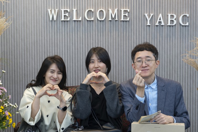 YTo1ODp7czo4OiJGaWxlTmFtZSI7czo0MDoiYzE1Zjc0ZDktZDcxYi00MGEwLWEyNjEtN2I3ZTkwZjk2MDA4LmpwZyI7czoxMjoiRmlsZURhdGVUaW1lIjtpOjE3NjIyNDU1Njg7czo4OiJGaWxlU2l6ZSI7aTo5MTIzMTE7czo4OiJGaWxlVHlwZSI7aToyO3M6ODoiTWltZVR5cGUiO3M6MTA6ImltYWdlL2pwZWciO3M6MTM6IlNlY3Rpb25zRm91bmQiO3M6MzA6IkFOWV9UQUcsIElGRDAsIFRIVU1CTkFJTCwgRVhJRiI7czo4OiJDT01QVVRFRCI7YTo5OntzOjQ6Imh0bWwiO3M6MjU6IndpZHRoPSIxMzQ1IiBoZWlnaHQ9Ijg5NyIiO3M6NjoiSGVpZ2h0IjtpOjg5NztzOjU6IldpZHRoIjtpOjEzNDU7czo3OiJJc0NvbG9yIjtpOjE7czoxNzoiQnl0ZU9yZGVyTW90b3JvbGEiO2k6MDtzOjE1OiJBcGVydHVyZUZOdW1iZXIiO3M6NToiZi8zLjIiO3M6OToiQ29weXJpZ2h0IjtzOjQ6IllBQkMiO3M6MTg6IlRodW1ibmFpbC5GaWxlVHlwZSI7aToyO3M6MTg6IlRodW1ibmFpbC5NaW1lVHlwZSI7czoxMDoiaW1hZ2UvanBlZyI7fXM6NDoiTWFrZSI7czo0OiJTT05ZIjtzOjU6Ik1vZGVsIjtzOjg6IklMQ0UtN000IjtzOjExOiJYUmVzb2x1dGlvbiI7czo1OiIyNDAvMSI7czoxMToiWVJlc29sdXRpb24iO3M6NToiMjQwLzEiO3M6MTQ6IlJlc29sdXRpb25Vbml0IjtpOjI7czo4OiJTb2Z0d2FyZSI7czo1MDoiQWRvYmUgUGhvdG9zaG9wIExpZ2h0cm9vbSBDbGFzc2ljIDE1LjAgKE1hY2ludG9zaCkiO3M6ODoiRGF0ZVRpbWUiO3M6MTk6IjIwMjU6MTE6MDQgMTQ6MDc6MjciO3M6NjoiQXJ0aXN0IjtzOjc6IllBQkNfU0ciO3M6OToiQ29weXJpZ2h0IjtzOjQ6IllBQkMiO3M6MTY6IkV4aWZfSUZEX1BvaW50ZXIiO2k6MjUyO3M6OToiVEhVTUJOQUlMIjthOjY6e3M6MTE6IkNvbXByZXNzaW9uIjtpOjY7czoxMToiWFJlc29sdXRpb24iO3M6NDoiNzIvMSI7czoxMToiWVJlc29sdXRpb24iO3M6NDoiNzIvMSI7czoxNDoiUmVzb2x1dGlvblVuaXQiO2k6MjtzOjIxOiJKUEVHSW50ZXJjaGFuZ2VGb3JtYXQiO2k6MTAzODtzOjI3OiJKUEVHSW50ZXJjaGFuZ2VGb3JtYXRMZW5ndGgiO2k6MTQ5MjU7fXM6MTI6IkV4cG9zdXJlVGltZSI7czo0OiIxLzYwIjtzOjc6IkZOdW1iZXIiO3M6NToiMzIvMTAiO3M6MTU6IkV4cG9zdXJlUHJvZ3JhbSI7aToxO3M6MTU6IklTT1NwZWVkUmF0aW5ncyI7aTozMjA7czoxOToiVW5kZWZpbmVkVGFnOjB4ODgzMCI7aToyO3M6MTk6IlVuZGVmaW5lZFRhZzoweDg4MzIiO2k6MzIwO3M6MTE6IkV4aWZWZXJzaW9uIjtzOjQ6IjAyMzIiO3M6MTY6IkRhdGVUaW1lT3JpZ2luYWwiO3M6MTk6IjIwMjU6MTA6MjYgMTM6MDg6MTAiO3M6MTc6IkRhdGVUaW1lRGlnaXRpemVkIjtzOjE5OiIyMDI1OjEwOjI2IDEzOjA4OjEwIjtzOjE5OiJVbmRlZmluZWRUYWc6MHg5MDEwIjtzOjY6IiswOTowMCI7czoxOToiVW5kZWZpbmVkVGFnOjB4OTAxMSI7czo2OiIrMDk6MDAiO3M6MTk6IlVuZGVmaW5lZFRhZzoweDkwMTIiO3M6NjoiKzA5OjAwIjtzOjE3OiJTaHV0dGVyU3BlZWRWYWx1ZSI7czoxNToiNTkwNjg5MS8xMDAwMDAwIjtzOjEzOiJBcGVydHVyZVZhbHVlIjtzOjE1OiIzMzU2MTQ0LzEwMDAwMDAiO3M6MTU6IkJyaWdodG5lc3NWYWx1ZSI7czo5OiI1MjE0LzI1NjAiO3M6MTc6IkV4cG9zdXJlQmlhc1ZhbHVlIjtzOjQ6IjAvMTAiO3M6MTY6Ik1heEFwZXJ0dXJlVmFsdWUiO3M6NzoiNzYwLzI1NiI7czoxMjoiTWV0ZXJpbmdNb2RlIjtpOjU7czoxMToiTGlnaHRTb3VyY2UiO2k6MDtzOjU6IkZsYXNoIjtpOjEzO3M6MTE6IkZvY2FsTGVuZ3RoIjtzOjY6IjQ5MC8xMCI7czoxODoiU3ViU2VjVGltZU9yaWdpbmFsIjtzOjM6IjY0MyI7czoxOToiU3ViU2VjVGltZURpZ2l0aXplZCI7czozOiI2NDMiO3M6MTA6IkNvbG9yU3BhY2UiO2k6NjU1MzU7czoyMToiRm9jYWxQbGFuZVhSZXNvbHV0aW9uIjtzOjE0OiI2NDQ0OTMzOS8zMjc2OCI7czoyMToiRm9jYWxQbGFuZVlSZXNvbHV0aW9uIjtzOjE0OiI2NDQ0OTMzOS8zMjc2OCI7czoyNDoiRm9jYWxQbGFuZVJlc29sdXRpb25Vbml0IjtpOjM7czoxMDoiRmlsZVNvdXJjZSI7czoxOiIDIjtzOjk6IlNjZW5lVHlwZSI7czoxOiIBIjtzOjE0OiJDdXN0b21SZW5kZXJlZCI7aTowO3M6MTI6IkV4cG9zdXJlTW9kZSI7aToxO3M6MTI6IldoaXRlQmFsYW5jZSI7aToxO3M6MTY6IkRpZ2l0YWxab29tUmF0aW8iO3M6NToiMTYvMTYiO3M6MjE6IkZvY2FsTGVuZ3RoSW4zNW1tRmlsbSI7aTo0OTtzOjE2OiJTY2VuZUNhcHR1cmVUeXBlIjtpOjA7czo4OiJDb250cmFzdCI7aTowO3M6MTA6IlNhdHVyYXRpb24iO2k6MDtzOjk6IlNoYXJwbmVzcyI7aTowO3M6MTk6IlVuZGVmaW5lZFRhZzoweEE0MzIiO2E6NDp7aTowO3M6NjoiMjQwLzEwIjtpOjE7czo2OiI3MDAvMTAiO2k6MjtzOjU6IjI4LzEwIjtpOjM7czo1OiIyOC8xMCI7fXM6MTk6IlVuZGVmaW5lZFRhZzoweEE0MzQiO3M6MjE6IkZFIDI0LTcwbW0gRjIuOCBHTSBJSSI7fQ==