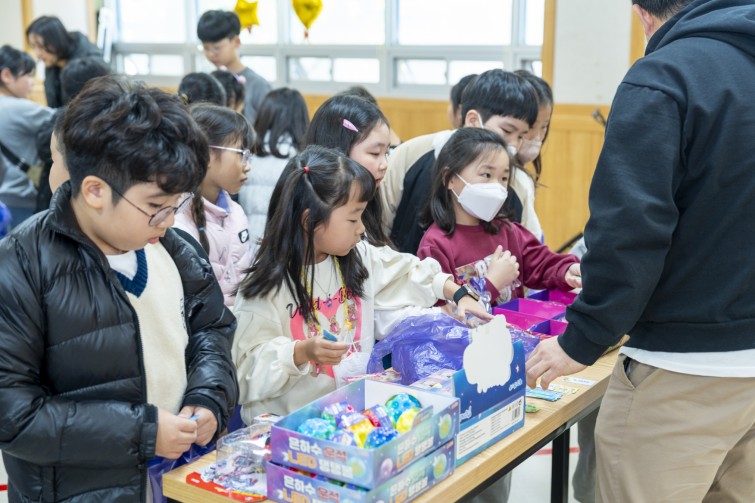 YTo1ODp7czo4OiJGaWxlTmFtZSI7czo0MDoiYzRhY2E0MDctNWEwZi00ODU1LWEwMTEtZjY5ZTk5OGM5NjY4LmpwZyI7czoxMjoiRmlsZURhdGVUaW1lIjtpOjE3NjQzMTgxMDU7czo4OiJGaWxlU2l6ZSI7aToxMzcwMDU3O3M6ODoiRmlsZVR5cGUiO2k6MjtzOjg6Ik1pbWVUeXBlIjtzOjEwOiJpbWFnZS9qcGVnIjtzOjEzOiJTZWN0aW9uc0ZvdW5kIjtzOjMwOiJBTllfVEFHLCBJRkQwLCBUSFVNQk5BSUwsIEVYSUYiO3M6ODoiQ09NUFVURUQiO2E6OTp7czo0OiJodG1sIjtzOjI2OiJ3aWR0aD0iMTc1MiIgaGVpZ2h0PSIxMTY4IiI7czo2OiJIZWlnaHQiO2k6MTE2ODtzOjU6IldpZHRoIjtpOjE3NTI7czo3OiJJc0NvbG9yIjtpOjE7czoxNzoiQnl0ZU9yZGVyTW90b3JvbGEiO2k6MDtzOjE1OiJBcGVydHVyZUZOdW1iZXIiO3M6NToiZi8zLjIiO3M6OToiQ29weXJpZ2h0IjtzOjQ6IllBQkMiO3M6MTg6IlRodW1ibmFpbC5GaWxlVHlwZSI7aToyO3M6MTg6IlRodW1ibmFpbC5NaW1lVHlwZSI7czoxMDoiaW1hZ2UvanBlZyI7fXM6NDoiTWFrZSI7czo0OiJTT05ZIjtzOjU6Ik1vZGVsIjtzOjg6IklMQ0UtN000IjtzOjExOiJYUmVzb2x1dGlvbiI7czo1OiIyNDAvMSI7czoxMToiWVJlc29sdXRpb24iO3M6NToiMjQwLzEiO3M6MTQ6IlJlc29sdXRpb25Vbml0IjtpOjI7czo4OiJTb2Z0d2FyZSI7czo1MjoiQWRvYmUgUGhvdG9zaG9wIExpZ2h0cm9vbSBDbGFzc2ljIDE1LjAuMSAoTWFjaW50b3NoKSI7czo4OiJEYXRlVGltZSI7czoxOToiMjAyNToxMToyOCAxNzoxNTo1NyI7czo2OiJBcnRpc3QiO3M6NzoiWUFCQ19TRyI7czo5OiJDb3B5cmlnaHQiO3M6NDoiWUFCQyI7czoxNjoiRXhpZl9JRkRfUG9pbnRlciI7aToyNTQ7czo5OiJUSFVNQk5BSUwiO2E6Njp7czoxMToiQ29tcHJlc3Npb24iO2k6NjtzOjExOiJYUmVzb2x1dGlvbiI7czo0OiI3Mi8xIjtzOjExOiJZUmVzb2x1dGlvbiI7czo0OiI3Mi8xIjtzOjE0OiJSZXNvbHV0aW9uVW5pdCI7aToyO3M6MjE6IkpQRUdJbnRlcmNoYW5nZUZvcm1hdCI7aToxMDQwO3M6Mjc6IkpQRUdJbnRlcmNoYW5nZUZvcm1hdExlbmd0aCI7aToyMDEzNDt9czoxMjoiRXhwb3N1cmVUaW1lIjtzOjU6IjEvMTI1IjtzOjc6IkZOdW1iZXIiO3M6NToiMzIvMTAiO3M6MTU6IkV4cG9zdXJlUHJvZ3JhbSI7aToxO3M6MTU6IklTT1NwZWVkUmF0aW5ncyI7aTo2NDA7czoxOToiVW5kZWZpbmVkVGFnOjB4ODgzMCI7aToyO3M6MTk6IlVuZGVmaW5lZFRhZzoweDg4MzIiO2k6NjQwO3M6MTE6IkV4aWZWZXJzaW9uIjtzOjQ6IjAyMzIiO3M6MTY6IkRhdGVUaW1lT3JpZ2luYWwiO3M6MTk6IjIwMjU6MTE6MjMgMTI6MzA6MTQiO3M6MTc6IkRhdGVUaW1lRGlnaXRpemVkIjtzOjE5OiIyMDI1OjExOjIzIDEyOjMwOjE0IjtzOjE5OiJVbmRlZmluZWRUYWc6MHg5MDEwIjtzOjY6IiswOTowMCI7czoxOToiVW5kZWZpbmVkVGFnOjB4OTAxMSI7czo2OiIrMDk6MDAiO3M6MTk6IlVuZGVmaW5lZFRhZzoweDkwMTIiO3M6NjoiKzA5OjAwIjtzOjE3OiJTaHV0dGVyU3BlZWRWYWx1ZSI7czoxNToiNjk2NTc4NC8xMDAwMDAwIjtzOjEzOiJBcGVydHVyZVZhbHVlIjtzOjE1OiIzMzU2MTQ0LzEwMDAwMDAiO3M6MTU6IkJyaWdodG5lc3NWYWx1ZSI7czo5OiI2NDg0LzI1NjAiO3M6MTc6IkV4cG9zdXJlQmlhc1ZhbHVlIjtzOjQ6IjAvMTAiO3M6MTY6Ik1heEFwZXJ0dXJlVmFsdWUiO3M6NzoiNzYwLzI1NiI7czoxMjoiTWV0ZXJpbmdNb2RlIjtpOjU7czoxMToiTGlnaHRTb3VyY2UiO2k6MDtzOjU6IkZsYXNoIjtpOjE2O3M6MTE6IkZvY2FsTGVuZ3RoIjtzOjY6IjQ3MC8xMCI7czoxODoiU3ViU2VjVGltZU9yaWdpbmFsIjtzOjM6IjYwMCI7czoxOToiU3ViU2VjVGltZURpZ2l0aXplZCI7czozOiI2MDAiO3M6MTA6IkNvbG9yU3BhY2UiO2k6NjU1MzU7czoyMToiRm9jYWxQbGFuZVhSZXNvbHV0aW9uIjtzOjE0OiI2NDQ0OTMzOS8zMjc2OCI7czoyMToiRm9jYWxQbGFuZVlSZXNvbHV0aW9uIjtzOjE0OiI2NDQ0OTMzOS8zMjc2OCI7czoyNDoiRm9jYWxQbGFuZVJlc29sdXRpb25Vbml0IjtpOjM7czoxMDoiRmlsZVNvdXJjZSI7czoxOiIDIjtzOjk6IlNjZW5lVHlwZSI7czoxOiIBIjtzOjE0OiJDdXN0b21SZW5kZXJlZCI7aTowO3M6MTI6IkV4cG9zdXJlTW9kZSI7aToxO3M6MTI6IldoaXRlQmFsYW5jZSI7aToxO3M6MTY6IkRpZ2l0YWxab29tUmF0aW8iO3M6NToiMTYvMTYiO3M6MjE6IkZvY2FsTGVuZ3RoSW4zNW1tRmlsbSI7aTo0NztzOjE2OiJTY2VuZUNhcHR1cmVUeXBlIjtpOjA7czo4OiJDb250cmFzdCI7aTowO3M6MTA6IlNhdHVyYXRpb24iO2k6MDtzOjk6IlNoYXJwbmVzcyI7aTowO3M6MTk6IlVuZGVmaW5lZFRhZzoweEE0MzIiO2E6NDp7aTowO3M6NjoiMjQwLzEwIjtpOjE7czo2OiI3MDAvMTAiO2k6MjtzOjU6IjI4LzEwIjtpOjM7czo1OiIyOC8xMCI7fXM6MTk6IlVuZGVmaW5lZFRhZzoweEE0MzQiO3M6MjE6IkZFIDI0LTcwbW0gRjIuOCBHTSBJSSI7fQ==