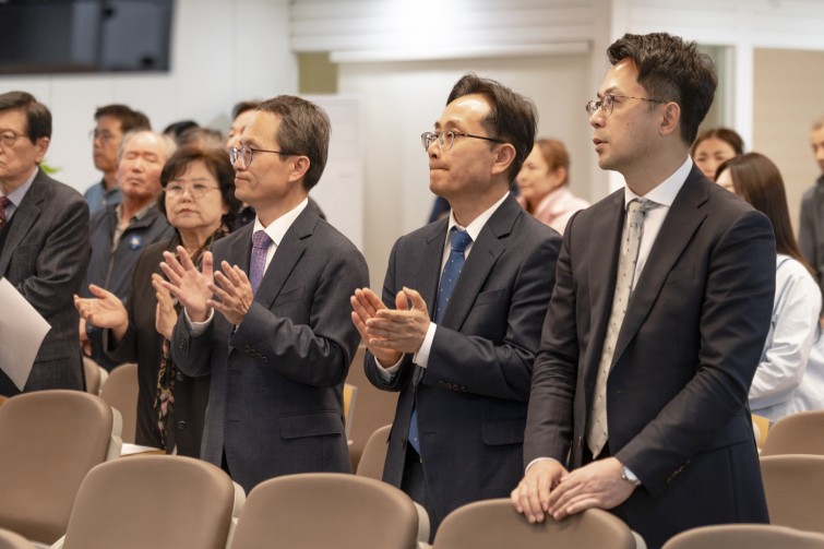 YTo1ODp7czo4OiJGaWxlTmFtZSI7czo0MDoiY2I5MDU4YTItZDUzZi00NGQzLWIyM2QtYTBmM2RjZGNmMGVjLmpwZyI7czoxMjoiRmlsZURhdGVUaW1lIjtpOjE3NDcwOTY4OTY7czo4OiJGaWxlU2l6ZSI7aToxMjMzNDg0O3M6ODoiRmlsZVR5cGUiO2k6MjtzOjg6Ik1pbWVUeXBlIjtzOjEwOiJpbWFnZS9qcGVnIjtzOjEzOiJTZWN0aW9uc0ZvdW5kIjtzOjMwOiJBTllfVEFHLCBJRkQwLCBUSFVNQk5BSUwsIEVYSUYiO3M6ODoiQ09NUFVURUQiO2E6OTp7czo0OiJodG1sIjtzOjI2OiJ3aWR0aD0iMTc1MiIgaGVpZ2h0PSIxMTY4IiI7czo2OiJIZWlnaHQiO2k6MTE2ODtzOjU6IldpZHRoIjtpOjE3NTI7czo3OiJJc0NvbG9yIjtpOjE7czoxNzoiQnl0ZU9yZGVyTW90b3JvbGEiO2k6MDtzOjE1OiJBcGVydHVyZUZOdW1iZXIiO3M6NToiZi80LjAiO3M6OToiQ29weXJpZ2h0IjtzOjQ6IllBQkMiO3M6MTg6IlRodW1ibmFpbC5GaWxlVHlwZSI7aToyO3M6MTg6IlRodW1ibmFpbC5NaW1lVHlwZSI7czoxMDoiaW1hZ2UvanBlZyI7fXM6NDoiTWFrZSI7czo0OiJTT05ZIjtzOjU6Ik1vZGVsIjtzOjg6IklMQ0UtN000IjtzOjExOiJYUmVzb2x1dGlvbiI7czo1OiIyNDAvMSI7czoxMToiWVJlc29sdXRpb24iO3M6NToiMjQwLzEiO3M6MTQ6IlJlc29sdXRpb25Vbml0IjtpOjI7czo4OiJTb2Z0d2FyZSI7czo1MjoiQWRvYmUgUGhvdG9zaG9wIExpZ2h0cm9vbSBDbGFzc2ljIDE0LjMuMSAoTWFjaW50b3NoKSI7czo4OiJEYXRlVGltZSI7czoxOToiMjAyNTowNToxMSAyMToxMjo1OSI7czo2OiJBcnRpc3QiO3M6NzoiWUFCQ19TRyI7czo5OiJDb3B5cmlnaHQiO3M6NDoiWUFCQyI7czoxNjoiRXhpZl9JRkRfUG9pbnRlciI7aToyNTQ7czo5OiJUSFVNQk5BSUwiO2E6Njp7czoxMToiQ29tcHJlc3Npb24iO2k6NjtzOjExOiJYUmVzb2x1dGlvbiI7czo0OiI3Mi8xIjtzOjExOiJZUmVzb2x1dGlvbiI7czo0OiI3Mi8xIjtzOjE0OiJSZXNvbHV0aW9uVW5pdCI7aToyO3M6MjE6IkpQRUdJbnRlcmNoYW5nZUZvcm1hdCI7aToxMDQwO3M6Mjc6IkpQRUdJbnRlcmNoYW5nZUZvcm1hdExlbmd0aCI7aToxNTY0MTt9czoxMjoiRXhwb3N1cmVUaW1lIjtzOjU6IjEvMjAwIjtzOjc6IkZOdW1iZXIiO3M6MzoiNC8xIjtzOjE1OiJFeHBvc3VyZVByb2dyYW0iO2k6MTtzOjE1OiJJU09TcGVlZFJhdGluZ3MiO2k6NjQwO3M6MTk6IlVuZGVmaW5lZFRhZzoweDg4MzAiO2k6MjtzOjE5OiJVbmRlZmluZWRUYWc6MHg4ODMyIjtpOjY0MDtzOjExOiJFeGlmVmVyc2lvbiI7czo0OiIwMjMyIjtzOjE2OiJEYXRlVGltZU9yaWdpbmFsIjtzOjE5OiIyMDI1OjA1OjExIDE1OjQzOjM2IjtzOjE3OiJEYXRlVGltZURpZ2l0aXplZCI7czoxOToiMjAyNTowNToxMSAxNTo0MzozNiI7czoxOToiVW5kZWZpbmVkVGFnOjB4OTAxMCI7czo2OiIrMDk6MDAiO3M6MTk6IlVuZGVmaW5lZFRhZzoweDkwMTEiO3M6NjoiKzA5OjAwIjtzOjE5OiJVbmRlZmluZWRUYWc6MHg5MDEyIjtzOjY6IiswOTowMCI7czoxNzoiU2h1dHRlclNwZWVkVmFsdWUiO3M6MTU6Ijc2NDM4NTYvMTAwMDAwMCI7czoxMzoiQXBlcnR1cmVWYWx1ZSI7czozOiI0LzEiO3M6MTU6IkJyaWdodG5lc3NWYWx1ZSI7czo5OiI2Mzc0LzI1NjAiO3M6MTc6IkV4cG9zdXJlQmlhc1ZhbHVlIjtzOjQ6IjAvMTAiO3M6MTY6Ik1heEFwZXJ0dXJlVmFsdWUiO3M6ODoiMTAyNC8yNTYiO3M6MTI6Ik1ldGVyaW5nTW9kZSI7aTo1O3M6MTE6IkxpZ2h0U291cmNlIjtpOjA7czo1OiJGbGFzaCI7aToxMztzOjExOiJGb2NhbExlbmd0aCI7czo3OiIxMTMwLzEwIjtzOjE4OiJTdWJTZWNUaW1lT3JpZ2luYWwiO3M6MzoiNDA2IjtzOjE5OiJTdWJTZWNUaW1lRGlnaXRpemVkIjtzOjM6IjQwNiI7czoxMDoiQ29sb3JTcGFjZSI7aTo2NTUzNTtzOjIxOiJGb2NhbFBsYW5lWFJlc29sdXRpb24iO3M6MTQ6IjY0NDQ5MzM5LzMyNzY4IjtzOjIxOiJGb2NhbFBsYW5lWVJlc29sdXRpb24iO3M6MTQ6IjY0NDQ5MzM5LzMyNzY4IjtzOjI0OiJGb2NhbFBsYW5lUmVzb2x1dGlvblVuaXQiO2k6MztzOjEwOiJGaWxlU291cmNlIjtzOjE6IgMiO3M6OToiU2NlbmVUeXBlIjtzOjE6IgEiO3M6MTQ6IkN1c3RvbVJlbmRlcmVkIjtpOjA7czoxMjoiRXhwb3N1cmVNb2RlIjtpOjE7czoxMjoiV2hpdGVCYWxhbmNlIjtpOjE7czoxNjoiRGlnaXRhbFpvb21SYXRpbyI7czo1OiIxNi8xNiI7czoyMToiRm9jYWxMZW5ndGhJbjM1bW1GaWxtIjtpOjExMztzOjE2OiJTY2VuZUNhcHR1cmVUeXBlIjtpOjA7czo4OiJDb250cmFzdCI7aTowO3M6MTA6IlNhdHVyYXRpb24iO2k6MDtzOjk6IlNoYXJwbmVzcyI7aTowO3M6MTk6IlVuZGVmaW5lZFRhZzoweEE0MzIiO2E6NDp7aTowO3M6NjoiNzAwLzEwIjtpOjE7czo3OiIyMDAwLzEwIjtpOjI7czo1OiI0MC8xMCI7aTozO3M6NToiNDAvMTAiO31zOjE5OiJVbmRlZmluZWRUYWc6MHhBNDM0IjtzOjIwOiJGRSA3MC0yMDBtbSBGNCBHIE9TUyI7fQ==