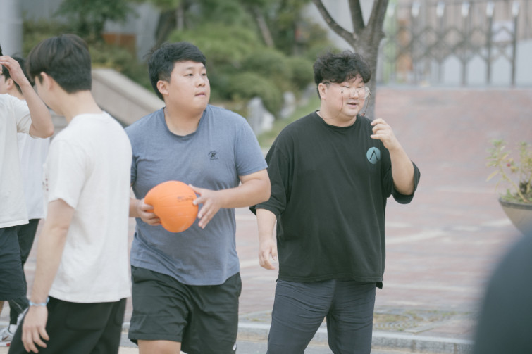 YTo1ODp7czo4OiJGaWxlTmFtZSI7czo0MDoiY2JlNDU0ZjEtYzA1ZC00NmI2LTk4ZTEtMTkwOGM5MjNhYzEwLmpwZyI7czoxMjoiRmlsZURhdGVUaW1lIjtpOjE3NjA1MTQyNjk7czo4OiJGaWxlU2l6ZSI7aToxMDI4Nzg0O3M6ODoiRmlsZVR5cGUiO2k6MjtzOjg6Ik1pbWVUeXBlIjtzOjEwOiJpbWFnZS9qcGVnIjtzOjEzOiJTZWN0aW9uc0ZvdW5kIjtzOjMwOiJBTllfVEFHLCBJRkQwLCBUSFVNQk5BSUwsIEVYSUYiO3M6ODoiQ09NUFVURUQiO2E6OTp7czo0OiJodG1sIjtzOjI2OiJ3aWR0aD0iMTc1MiIgaGVpZ2h0PSIxMTY4IiI7czo2OiJIZWlnaHQiO2k6MTE2ODtzOjU6IldpZHRoIjtpOjE3NTI7czo3OiJJc0NvbG9yIjtpOjE7czoxNzoiQnl0ZU9yZGVyTW90b3JvbGEiO2k6MDtzOjE1OiJBcGVydHVyZUZOdW1iZXIiO3M6NToiZi80LjAiO3M6OToiQ29weXJpZ2h0IjtzOjQ6IllBQkMiO3M6MTg6IlRodW1ibmFpbC5GaWxlVHlwZSI7aToyO3M6MTg6IlRodW1ibmFpbC5NaW1lVHlwZSI7czoxMDoiaW1hZ2UvanBlZyI7fXM6NDoiTWFrZSI7czo0OiJTT05ZIjtzOjU6Ik1vZGVsIjtzOjg6IklMQ0UtN000IjtzOjExOiJYUmVzb2x1dGlvbiI7czo1OiIyNDAvMSI7czoxMToiWVJlc29sdXRpb24iO3M6NToiMjQwLzEiO3M6MTQ6IlJlc29sdXRpb25Vbml0IjtpOjI7czo4OiJTb2Z0d2FyZSI7czo1MjoiQWRvYmUgUGhvdG9zaG9wIExpZ2h0cm9vbSBDbGFzc2ljIDE0LjUuMSAoTWFjaW50b3NoKSI7czo4OiJEYXRlVGltZSI7czoxOToiMjAyNToxMDoxMyAxMzozMTowNSI7czo2OiJBcnRpc3QiO3M6NzoiWUFCQ19TRyI7czo5OiJDb3B5cmlnaHQiO3M6NDoiWUFCQyI7czoxNjoiRXhpZl9JRkRfUG9pbnRlciI7aToyNTQ7czo5OiJUSFVNQk5BSUwiO2E6Njp7czoxMToiQ29tcHJlc3Npb24iO2k6NjtzOjExOiJYUmVzb2x1dGlvbiI7czo0OiI3Mi8xIjtzOjExOiJZUmVzb2x1dGlvbiI7czo0OiI3Mi8xIjtzOjE0OiJSZXNvbHV0aW9uVW5pdCI7aToyO3M6MjE6IkpQRUdJbnRlcmNoYW5nZUZvcm1hdCI7aToxMDQwO3M6Mjc6IkpQRUdJbnRlcmNoYW5nZUZvcm1hdExlbmd0aCI7aToxMjMxNzt9czoxMjoiRXhwb3N1cmVUaW1lIjtzOjU6IjEvNDAwIjtzOjc6IkZOdW1iZXIiO3M6MzoiNC8xIjtzOjE1OiJFeHBvc3VyZVByb2dyYW0iO2k6MTtzOjE1OiJJU09TcGVlZFJhdGluZ3MiO2k6MjAwO3M6MTk6IlVuZGVmaW5lZFRhZzoweDg4MzAiO2k6MjtzOjE5OiJVbmRlZmluZWRUYWc6MHg4ODMyIjtpOjIwMDtzOjExOiJFeGlmVmVyc2lvbiI7czo0OiIwMjMyIjtzOjE2OiJEYXRlVGltZU9yaWdpbmFsIjtzOjE5OiIyMDI1OjEwOjEyIDE0OjIyOjE1IjtzOjE3OiJEYXRlVGltZURpZ2l0aXplZCI7czoxOToiMjAyNToxMDoxMiAxNDoyMjoxNSI7czoxOToiVW5kZWZpbmVkVGFnOjB4OTAxMCI7czo2OiIrMDk6MDAiO3M6MTk6IlVuZGVmaW5lZFRhZzoweDkwMTEiO3M6NjoiKzA5OjAwIjtzOjE5OiJVbmRlZmluZWRUYWc6MHg5MDEyIjtzOjY6IiswOTowMCI7czoxNzoiU2h1dHRlclNwZWVkVmFsdWUiO3M6MTU6Ijg2NDM4NTYvMTAwMDAwMCI7czoxMzoiQXBlcnR1cmVWYWx1ZSI7czozOiI0LzEiO3M6MTU6IkJyaWdodG5lc3NWYWx1ZSI7czoxMDoiMTk0ODQvMjU2MCI7czoxNzoiRXhwb3N1cmVCaWFzVmFsdWUiO3M6NDoiMC8xMCI7czoxNjoiTWF4QXBlcnR1cmVWYWx1ZSI7czo4OiIxMDI0LzI1NiI7czoxMjoiTWV0ZXJpbmdNb2RlIjtpOjU7czoxMToiTGlnaHRTb3VyY2UiO2k6MDtzOjU6IkZsYXNoIjtpOjE2O3M6MTE6IkZvY2FsTGVuZ3RoIjtzOjc6IjE2OTAvMTAiO3M6MTg6IlN1YlNlY1RpbWVPcmlnaW5hbCI7czozOiI3MTAiO3M6MTk6IlN1YlNlY1RpbWVEaWdpdGl6ZWQiO3M6MzoiNzEwIjtzOjEwOiJDb2xvclNwYWNlIjtpOjY1NTM1O3M6MjE6IkZvY2FsUGxhbmVYUmVzb2x1dGlvbiI7czoxNDoiNjQ0NDkzMzkvMzI3NjgiO3M6MjE6IkZvY2FsUGxhbmVZUmVzb2x1dGlvbiI7czoxNDoiNjQ0NDkzMzkvMzI3NjgiO3M6MjQ6IkZvY2FsUGxhbmVSZXNvbHV0aW9uVW5pdCI7aTozO3M6MTA6IkZpbGVTb3VyY2UiO3M6MToiAyI7czo5OiJTY2VuZVR5cGUiO3M6MToiASI7czoxNDoiQ3VzdG9tUmVuZGVyZWQiO2k6MDtzOjEyOiJFeHBvc3VyZU1vZGUiO2k6MTtzOjEyOiJXaGl0ZUJhbGFuY2UiO2k6MTtzOjE2OiJEaWdpdGFsWm9vbVJhdGlvIjtzOjU6IjE2LzE2IjtzOjIxOiJGb2NhbExlbmd0aEluMzVtbUZpbG0iO2k6MTY5O3M6MTY6IlNjZW5lQ2FwdHVyZVR5cGUiO2k6MDtzOjg6IkNvbnRyYXN0IjtpOjA7czoxMDoiU2F0dXJhdGlvbiI7aTowO3M6OToiU2hhcnBuZXNzIjtpOjA7czoxOToiVW5kZWZpbmVkVGFnOjB4QTQzMiI7YTo0OntpOjA7czo2OiI3MDAvMTAiO2k6MTtzOjc6IjIwMDAvMTAiO2k6MjtzOjU6IjQwLzEwIjtpOjM7czo1OiI0MC8xMCI7fXM6MTk6IlVuZGVmaW5lZFRhZzoweEE0MzQiO3M6MjA6IkZFIDcwLTIwMG1tIEY0IEcgT1NTIjt9