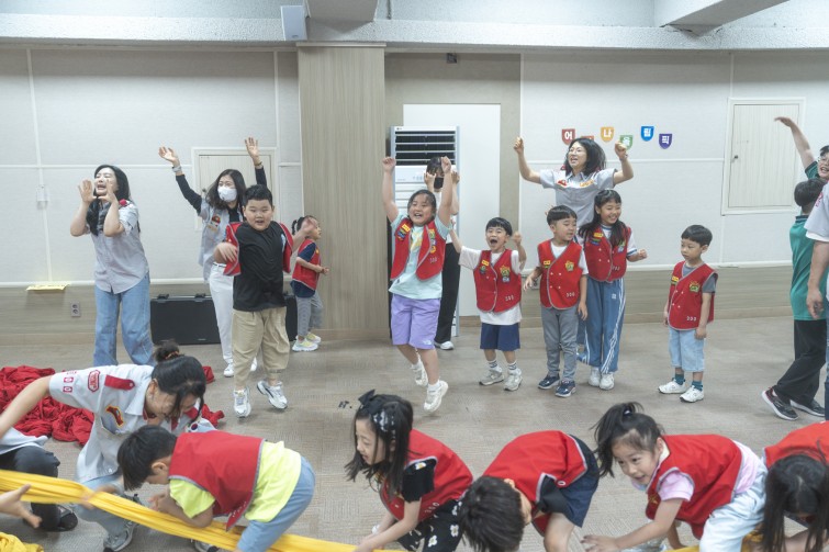 YTo1ODp7czo4OiJGaWxlTmFtZSI7czo0MDoiY2QzNjQzNzAtOWUxYS00NDc0LWJhZWQtMzUyMzk0ZmZiNzBiLmpwZyI7czoxMjoiRmlsZURhdGVUaW1lIjtpOjE3NTA0ODMyMjc7czo4OiJGaWxlU2l6ZSI7aToxNTMxOTM2O3M6ODoiRmlsZVR5cGUiO2k6MjtzOjg6Ik1pbWVUeXBlIjtzOjEwOiJpbWFnZS9qcGVnIjtzOjEzOiJTZWN0aW9uc0ZvdW5kIjtzOjMwOiJBTllfVEFHLCBJRkQwLCBUSFVNQk5BSUwsIEVYSUYiO3M6ODoiQ09NUFVURUQiO2E6OTp7czo0OiJodG1sIjtzOjI2OiJ3aWR0aD0iMTc1MiIgaGVpZ2h0PSIxMTY4IiI7czo2OiJIZWlnaHQiO2k6MTE2ODtzOjU6IldpZHRoIjtpOjE3NTI7czo3OiJJc0NvbG9yIjtpOjE7czoxNzoiQnl0ZU9yZGVyTW90b3JvbGEiO2k6MDtzOjE1OiJBcGVydHVyZUZOdW1iZXIiO3M6NToiZi8yLjgiO3M6OToiQ29weXJpZ2h0IjtzOjQ6IllBQkMiO3M6MTg6IlRodW1ibmFpbC5GaWxlVHlwZSI7aToyO3M6MTg6IlRodW1ibmFpbC5NaW1lVHlwZSI7czoxMDoiaW1hZ2UvanBlZyI7fXM6NDoiTWFrZSI7czo0OiJTT05ZIjtzOjU6Ik1vZGVsIjtzOjg6IklMQ0UtN000IjtzOjExOiJYUmVzb2x1dGlvbiI7czo1OiIyNDAvMSI7czoxMToiWVJlc29sdXRpb24iO3M6NToiMjQwLzEiO3M6MTQ6IlJlc29sdXRpb25Vbml0IjtpOjI7czo4OiJTb2Z0d2FyZSI7czo1MjoiQWRvYmUgUGhvdG9zaG9wIExpZ2h0cm9vbSBDbGFzc2ljIDE0LjMuMSAoTWFjaW50b3NoKSI7czo4OiJEYXRlVGltZSI7czoxOToiMjAyNTowNjoyMSAxNDoxNDoxOCI7czo2OiJBcnRpc3QiO3M6NzoiWUFCQ19TRyI7czo5OiJDb3B5cmlnaHQiO3M6NDoiWUFCQyI7czoxNjoiRXhpZl9JRkRfUG9pbnRlciI7aToyNTQ7czo5OiJUSFVNQk5BSUwiO2E6Njp7czoxMToiQ29tcHJlc3Npb24iO2k6NjtzOjExOiJYUmVzb2x1dGlvbiI7czo0OiI3Mi8xIjtzOjExOiJZUmVzb2x1dGlvbiI7czo0OiI3Mi8xIjtzOjE0OiJSZXNvbHV0aW9uVW5pdCI7aToyO3M6MjE6IkpQRUdJbnRlcmNoYW5nZUZvcm1hdCI7aToxMDQwO3M6Mjc6IkpQRUdJbnRlcmNoYW5nZUZvcm1hdExlbmd0aCI7aToxNzMxOTt9czoxMjoiRXhwb3N1cmVUaW1lIjtzOjU6IjEvMTYwIjtzOjc6IkZOdW1iZXIiO3M6NToiMjgvMTAiO3M6MTU6IkV4cG9zdXJlUHJvZ3JhbSI7aToxO3M6MTU6IklTT1NwZWVkUmF0aW5ncyI7aTo0MDA7czoxOToiVW5kZWZpbmVkVGFnOjB4ODgzMCI7aToyO3M6MTk6IlVuZGVmaW5lZFRhZzoweDg4MzIiO2k6NDAwO3M6MTE6IkV4aWZWZXJzaW9uIjtzOjQ6IjAyMzIiO3M6MTY6IkRhdGVUaW1lT3JpZ2luYWwiO3M6MTk6IjIwMjU6MDY6MjEgMTA6MDc6MTYiO3M6MTc6IkRhdGVUaW1lRGlnaXRpemVkIjtzOjE5OiIyMDI1OjA2OjIxIDEwOjA3OjE2IjtzOjE5OiJVbmRlZmluZWRUYWc6MHg5MDEwIjtzOjY6IiswOTowMCI7czoxOToiVW5kZWZpbmVkVGFnOjB4OTAxMSI7czo2OiIrMDk6MDAiO3M6MTk6IlVuZGVmaW5lZFRhZzoweDkwMTIiO3M6NjoiKzA5OjAwIjtzOjE3OiJTaHV0dGVyU3BlZWRWYWx1ZSI7czoxNToiNzMyMTkyOC8xMDAwMDAwIjtzOjEzOiJBcGVydHVyZVZhbHVlIjtzOjE1OiIyOTcwODU0LzEwMDAwMDAiO3M6MTU6IkJyaWdodG5lc3NWYWx1ZSI7czo5OiI2NTI0LzI1NjAiO3M6MTc6IkV4cG9zdXJlQmlhc1ZhbHVlIjtzOjQ6IjAvMTAiO3M6MTY6Ik1heEFwZXJ0dXJlVmFsdWUiO3M6NzoiNzYwLzI1NiI7czoxMjoiTWV0ZXJpbmdNb2RlIjtpOjU7czoxMToiTGlnaHRTb3VyY2UiO2k6MDtzOjU6IkZsYXNoIjtpOjEzO3M6MTE6IkZvY2FsTGVuZ3RoIjtzOjY6IjMwMC8xMCI7czoxODoiU3ViU2VjVGltZU9yaWdpbmFsIjtzOjM6IjYwNiI7czoxOToiU3ViU2VjVGltZURpZ2l0aXplZCI7czozOiI2MDYiO3M6MTA6IkNvbG9yU3BhY2UiO2k6NjU1MzU7czoyMToiRm9jYWxQbGFuZVhSZXNvbHV0aW9uIjtzOjE0OiI2NDQ0OTMzOS8zMjc2OCI7czoyMToiRm9jYWxQbGFuZVlSZXNvbHV0aW9uIjtzOjE0OiI2NDQ0OTMzOS8zMjc2OCI7czoyNDoiRm9jYWxQbGFuZVJlc29sdXRpb25Vbml0IjtpOjM7czoxMDoiRmlsZVNvdXJjZSI7czoxOiIDIjtzOjk6IlNjZW5lVHlwZSI7czoxOiIBIjtzOjE0OiJDdXN0b21SZW5kZXJlZCI7aTowO3M6MTI6IkV4cG9zdXJlTW9kZSI7aToxO3M6MTI6IldoaXRlQmFsYW5jZSI7aToxO3M6MTY6IkRpZ2l0YWxab29tUmF0aW8iO3M6NToiMTYvMTYiO3M6MjE6IkZvY2FsTGVuZ3RoSW4zNW1tRmlsbSI7aTozMDtzOjE2OiJTY2VuZUNhcHR1cmVUeXBlIjtpOjA7czo4OiJDb250cmFzdCI7aTowO3M6MTA6IlNhdHVyYXRpb24iO2k6MDtzOjk6IlNoYXJwbmVzcyI7aTowO3M6MTk6IlVuZGVmaW5lZFRhZzoweEE0MzIiO2E6NDp7aTowO3M6NjoiMjQwLzEwIjtpOjE7czo2OiI3MDAvMTAiO2k6MjtzOjU6IjI4LzEwIjtpOjM7czo1OiIyOC8xMCI7fXM6MTk6IlVuZGVmaW5lZFRhZzoweEE0MzQiO3M6MjE6IkZFIDI0LTcwbW0gRjIuOCBHTSBJSSI7fQ==