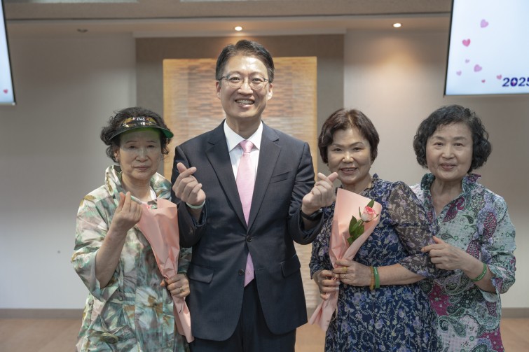 YTo1ODp7czo4OiJGaWxlTmFtZSI7czo0MDoiZDE3MmNiMTgtN2E2Yy00ZTJiLWFmMjctOWQ1MzI3NDNmNjM2LmpwZyI7czoxMjoiRmlsZURhdGVUaW1lIjtpOjE3NTkyOTgzMTM7czo4OiJGaWxlU2l6ZSI7aToxMjkzNzk4O3M6ODoiRmlsZVR5cGUiO2k6MjtzOjg6Ik1pbWVUeXBlIjtzOjEwOiJpbWFnZS9qcGVnIjtzOjEzOiJTZWN0aW9uc0ZvdW5kIjtzOjMwOiJBTllfVEFHLCBJRkQwLCBUSFVNQk5BSUwsIEVYSUYiO3M6ODoiQ09NUFVURUQiO2E6OTp7czo0OiJodG1sIjtzOjI2OiJ3aWR0aD0iMTc0MCIgaGVpZ2h0PSIxMTYwIiI7czo2OiJIZWlnaHQiO2k6MTE2MDtzOjU6IldpZHRoIjtpOjE3NDA7czo3OiJJc0NvbG9yIjtpOjE7czoxNzoiQnl0ZU9yZGVyTW90b3JvbGEiO2k6MDtzOjE1OiJBcGVydHVyZUZOdW1iZXIiO3M6NToiZi8yLjgiO3M6OToiQ29weXJpZ2h0IjtzOjQ6IllBQkMiO3M6MTg6IlRodW1ibmFpbC5GaWxlVHlwZSI7aToyO3M6MTg6IlRodW1ibmFpbC5NaW1lVHlwZSI7czoxMDoiaW1hZ2UvanBlZyI7fXM6NDoiTWFrZSI7czo0OiJTT05ZIjtzOjU6Ik1vZGVsIjtzOjg6IklMQ0UtN000IjtzOjExOiJYUmVzb2x1dGlvbiI7czo1OiIyNDAvMSI7czoxMToiWVJlc29sdXRpb24iO3M6NToiMjQwLzEiO3M6MTQ6IlJlc29sdXRpb25Vbml0IjtpOjI7czo4OiJTb2Z0d2FyZSI7czo1MjoiQWRvYmUgUGhvdG9zaG9wIExpZ2h0cm9vbSBDbGFzc2ljIDE0LjUuMSAoTWFjaW50b3NoKSI7czo4OiJEYXRlVGltZSI7czoxOToiMjAyNTowOTozMCAxMDoxNTo1NSI7czo2OiJBcnRpc3QiO3M6NzoiWUFCQ19TRyI7czo5OiJDb3B5cmlnaHQiO3M6NDoiWUFCQyI7czoxNjoiRXhpZl9JRkRfUG9pbnRlciI7aToyNTQ7czo5OiJUSFVNQk5BSUwiO2E6Njp7czoxMToiQ29tcHJlc3Npb24iO2k6NjtzOjExOiJYUmVzb2x1dGlvbiI7czo0OiI3Mi8xIjtzOjExOiJZUmVzb2x1dGlvbiI7czo0OiI3Mi8xIjtzOjE0OiJSZXNvbHV0aW9uVW5pdCI7aToyO3M6MjE6IkpQRUdJbnRlcmNoYW5nZUZvcm1hdCI7aToxMDQwO3M6Mjc6IkpQRUdJbnRlcmNoYW5nZUZvcm1hdExlbmd0aCI7aToxNDg0OTt9czoxMjoiRXhwb3N1cmVUaW1lIjtzOjQ6IjEvNjAiO3M6NzoiRk51bWJlciI7czo1OiIyOC8xMCI7czoxNToiRXhwb3N1cmVQcm9ncmFtIjtpOjE7czoxNToiSVNPU3BlZWRSYXRpbmdzIjtpOjI1MDtzOjE5OiJVbmRlZmluZWRUYWc6MHg4ODMwIjtpOjI7czoxOToiVW5kZWZpbmVkVGFnOjB4ODgzMiI7aToyNTA7czoxMToiRXhpZlZlcnNpb24iO3M6NDoiMDIzMiI7czoxNjoiRGF0ZVRpbWVPcmlnaW5hbCI7czoxOToiMjAyNTowOToyOCAxNDowNTo0NSI7czoxNzoiRGF0ZVRpbWVEaWdpdGl6ZWQiO3M6MTk6IjIwMjU6MDk6MjggMTQ6MDU6NDUiO3M6MTk6IlVuZGVmaW5lZFRhZzoweDkwMTAiO3M6NjoiKzA5OjAwIjtzOjE5OiJVbmRlZmluZWRUYWc6MHg5MDExIjtzOjY6IiswOTowMCI7czoxOToiVW5kZWZpbmVkVGFnOjB4OTAxMiI7czo2OiIrMDk6MDAiO3M6MTc6IlNodXR0ZXJTcGVlZFZhbHVlIjtzOjE1OiI1OTA2ODkxLzEwMDAwMDAiO3M6MTM6IkFwZXJ0dXJlVmFsdWUiO3M6MTU6IjI5NzA4NTQvMTAwMDAwMCI7czoxNToiQnJpZ2h0bmVzc1ZhbHVlIjtzOjk6IjUzNzQvMjU2MCI7czoxNzoiRXhwb3N1cmVCaWFzVmFsdWUiO3M6NDoiMC8xMCI7czoxNjoiTWF4QXBlcnR1cmVWYWx1ZSI7czo3OiI3NjAvMjU2IjtzOjEyOiJNZXRlcmluZ01vZGUiO2k6NTtzOjExOiJMaWdodFNvdXJjZSI7aToyNTU7czo1OiJGbGFzaCI7aToxMztzOjExOiJGb2NhbExlbmd0aCI7czo2OiIzOTAvMTAiO3M6MTg6IlN1YlNlY1RpbWVPcmlnaW5hbCI7czozOiI5NDQiO3M6MTk6IlN1YlNlY1RpbWVEaWdpdGl6ZWQiO3M6MzoiOTQ0IjtzOjEwOiJDb2xvclNwYWNlIjtpOjY1NTM1O3M6MjE6IkZvY2FsUGxhbmVYUmVzb2x1dGlvbiI7czoxNDoiNjQ0NDkzMzkvMzI3NjgiO3M6MjE6IkZvY2FsUGxhbmVZUmVzb2x1dGlvbiI7czoxNDoiNjQ0NDkzMzkvMzI3NjgiO3M6MjQ6IkZvY2FsUGxhbmVSZXNvbHV0aW9uVW5pdCI7aTozO3M6MTA6IkZpbGVTb3VyY2UiO3M6MToiAyI7czo5OiJTY2VuZVR5cGUiO3M6MToiASI7czoxNDoiQ3VzdG9tUmVuZGVyZWQiO2k6MDtzOjEyOiJFeHBvc3VyZU1vZGUiO2k6MTtzOjEyOiJXaGl0ZUJhbGFuY2UiO2k6MTtzOjE2OiJEaWdpdGFsWm9vbVJhdGlvIjtzOjU6IjE2LzE2IjtzOjIxOiJGb2NhbExlbmd0aEluMzVtbUZpbG0iO2k6Mzk7czoxNjoiU2NlbmVDYXB0dXJlVHlwZSI7aTowO3M6ODoiQ29udHJhc3QiO2k6MDtzOjEwOiJTYXR1cmF0aW9uIjtpOjA7czo5OiJTaGFycG5lc3MiO2k6MDtzOjE5OiJVbmRlZmluZWRUYWc6MHhBNDMyIjthOjQ6e2k6MDtzOjY6IjI0MC8xMCI7aToxO3M6NjoiNzAwLzEwIjtpOjI7czo1OiIyOC8xMCI7aTozO3M6NToiMjgvMTAiO31zOjE5OiJVbmRlZmluZWRUYWc6MHhBNDM0IjtzOjIxOiJGRSAyNC03MG1tIEYyLjggR00gSUkiO30=