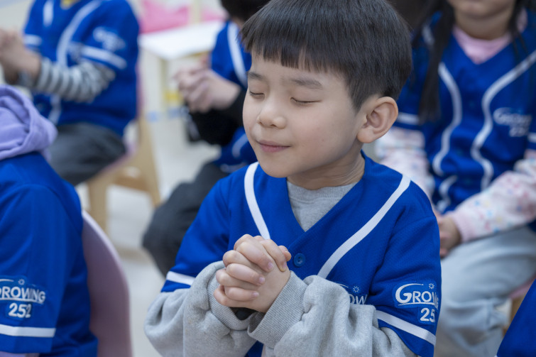 YTo1ODp7czo4OiJGaWxlTmFtZSI7czo0MDoiZDI3NjhjOTUtNDI4ZC00ZjdmLWIwMWQtNDFiYzM5YjNlN2IxLmpwZyI7czoxMjoiRmlsZURhdGVUaW1lIjtpOjE3NjUxNjY3ODY7czo4OiJGaWxlU2l6ZSI7aToyNDEwODU0O3M6ODoiRmlsZVR5cGUiO2k6MjtzOjg6Ik1pbWVUeXBlIjtzOjEwOiJpbWFnZS9qcGVnIjtzOjEzOiJTZWN0aW9uc0ZvdW5kIjtzOjMwOiJBTllfVEFHLCBJRkQwLCBUSFVNQk5BSUwsIEVYSUYiO3M6ODoiQ09NUFVURUQiO2E6OTp7czo0OiJodG1sIjtzOjI2OiJ3aWR0aD0iMjQxNyIgaGVpZ2h0PSIxNjExIiI7czo2OiJIZWlnaHQiO2k6MTYxMTtzOjU6IldpZHRoIjtpOjI0MTc7czo3OiJJc0NvbG9yIjtpOjE7czoxNzoiQnl0ZU9yZGVyTW90b3JvbGEiO2k6MDtzOjE1OiJBcGVydHVyZUZOdW1iZXIiO3M6NToiZi8yLjgiO3M6OToiQ29weXJpZ2h0IjtzOjQ6IllBQkMiO3M6MTg6IlRodW1ibmFpbC5GaWxlVHlwZSI7aToyO3M6MTg6IlRodW1ibmFpbC5NaW1lVHlwZSI7czoxMDoiaW1hZ2UvanBlZyI7fXM6NDoiTWFrZSI7czo0OiJTT05ZIjtzOjU6Ik1vZGVsIjtzOjg6IklMQ0UtN000IjtzOjExOiJYUmVzb2x1dGlvbiI7czo1OiIyNDAvMSI7czoxMToiWVJlc29sdXRpb24iO3M6NToiMjQwLzEiO3M6MTQ6IlJlc29sdXRpb25Vbml0IjtpOjI7czo4OiJTb2Z0d2FyZSI7czo1MjoiQWRvYmUgUGhvdG9zaG9wIExpZ2h0cm9vbSBDbGFzc2ljIDE0LjEuMSAoTWFjaW50b3NoKSI7czo4OiJEYXRlVGltZSI7czoxOToiMjAyNToxMjowOCAxMzowNDozNiI7czo2OiJBcnRpc3QiO3M6NzoiWUFCQ19TRyI7czo5OiJDb3B5cmlnaHQiO3M6NDoiWUFCQyI7czoxNjoiRXhpZl9JRkRfUG9pbnRlciI7aToyNTQ7czo5OiJUSFVNQk5BSUwiO2E6Njp7czoxMToiQ29tcHJlc3Npb24iO2k6NjtzOjExOiJYUmVzb2x1dGlvbiI7czo0OiI3Mi8xIjtzOjExOiJZUmVzb2x1dGlvbiI7czo0OiI3Mi8xIjtzOjE0OiJSZXNvbHV0aW9uVW5pdCI7aToyO3M6MjE6IkpQRUdJbnRlcmNoYW5nZUZvcm1hdCI7aToxMDQwO3M6Mjc6IkpQRUdJbnRlcmNoYW5nZUZvcm1hdExlbmd0aCI7aToxNjI3Mjt9czoxMjoiRXhwb3N1cmVUaW1lIjtzOjU6IjEvMjUwIjtzOjc6IkZOdW1iZXIiO3M6NToiMjgvMTAiO3M6MTU6IkV4cG9zdXJlUHJvZ3JhbSI7aToxO3M6MTU6IklTT1NwZWVkUmF0aW5ncyI7aTozMjA7czoxOToiVW5kZWZpbmVkVGFnOjB4ODgzMCI7aToyO3M6MTk6IlVuZGVmaW5lZFRhZzoweDg4MzIiO2k6MzIwO3M6MTE6IkV4aWZWZXJzaW9uIjtzOjQ6IjAyMzIiO3M6MTY6IkRhdGVUaW1lT3JpZ2luYWwiO3M6MTk6IjIwMjU6MTI6MDcgMTU6MDQ6NTQiO3M6MTc6IkRhdGVUaW1lRGlnaXRpemVkIjtzOjE5OiIyMDI1OjEyOjA3IDE1OjA0OjU0IjtzOjE5OiJVbmRlZmluZWRUYWc6MHg5MDEwIjtzOjY6IiswOTowMCI7czoxOToiVW5kZWZpbmVkVGFnOjB4OTAxMSI7czo2OiIrMDk6MDAiO3M6MTk6IlVuZGVmaW5lZFRhZzoweDkwMTIiO3M6NjoiKzA5OjAwIjtzOjE3OiJTaHV0dGVyU3BlZWRWYWx1ZSI7czoxNToiNzk2NTc4NC8xMDAwMDAwIjtzOjEzOiJBcGVydHVyZVZhbHVlIjtzOjE1OiIyOTcwODU0LzEwMDAwMDAiO3M6MTU6IkJyaWdodG5lc3NWYWx1ZSI7czo5OiI1NjE0LzI1NjAiO3M6MTc6IkV4cG9zdXJlQmlhc1ZhbHVlIjtzOjQ6IjAvMTAiO3M6MTY6Ik1heEFwZXJ0dXJlVmFsdWUiO3M6NzoiNzYwLzI1NiI7czoxMjoiTWV0ZXJpbmdNb2RlIjtpOjU7czoxMToiTGlnaHRTb3VyY2UiO2k6MDtzOjU6IkZsYXNoIjtpOjEzO3M6MTE6IkZvY2FsTGVuZ3RoIjtzOjY6IjU1MC8xMCI7czoxODoiU3ViU2VjVGltZU9yaWdpbmFsIjtzOjM6IjIyNyI7czoxOToiU3ViU2VjVGltZURpZ2l0aXplZCI7czozOiIyMjciO3M6MTA6IkNvbG9yU3BhY2UiO2k6NjU1MzU7czoyMToiRm9jYWxQbGFuZVhSZXNvbHV0aW9uIjtzOjE0OiI2NDQ0OTMzOS8zMjc2OCI7czoyMToiRm9jYWxQbGFuZVlSZXNvbHV0aW9uIjtzOjE0OiI2NDQ0OTMzOS8zMjc2OCI7czoyNDoiRm9jYWxQbGFuZVJlc29sdXRpb25Vbml0IjtpOjM7czoxMDoiRmlsZVNvdXJjZSI7czoxOiIDIjtzOjk6IlNjZW5lVHlwZSI7czoxOiIBIjtzOjE0OiJDdXN0b21SZW5kZXJlZCI7aTowO3M6MTI6IkV4cG9zdXJlTW9kZSI7aToxO3M6MTI6IldoaXRlQmFsYW5jZSI7aToxO3M6MTY6IkRpZ2l0YWxab29tUmF0aW8iO3M6NToiMTYvMTYiO3M6MjE6IkZvY2FsTGVuZ3RoSW4zNW1tRmlsbSI7aTo1NTtzOjE2OiJTY2VuZUNhcHR1cmVUeXBlIjtpOjA7czo4OiJDb250cmFzdCI7aTowO3M6MTA6IlNhdHVyYXRpb24iO2k6MDtzOjk6IlNoYXJwbmVzcyI7aTowO3M6MTk6IlVuZGVmaW5lZFRhZzoweEE0MzIiO2E6NDp7aTowO3M6NjoiMjQwLzEwIjtpOjE7czo2OiI3MDAvMTAiO2k6MjtzOjU6IjI4LzEwIjtpOjM7czo1OiIyOC8xMCI7fXM6MTk6IlVuZGVmaW5lZFRhZzoweEE0MzQiO3M6MjE6IkZFIDI0LTcwbW0gRjIuOCBHTSBJSSI7fQ==