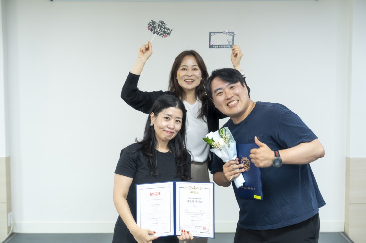 YTo1ODp7czo4OiJGaWxlTmFtZSI7czo0MDoiZDQ5ZjQyMmYtY2Y0NC00NjgwLThjNjgtOWQxMWNkMTg0MDY3LmpwZyI7czoxMjoiRmlsZURhdGVUaW1lIjtpOjE3NDkzNjkwOTg7czo4OiJGaWxlU2l6ZSI7aToxMTI4NjU3O3M6ODoiRmlsZVR5cGUiO2k6MjtzOjg6Ik1pbWVUeXBlIjtzOjEwOiJpbWFnZS9qcGVnIjtzOjEzOiJTZWN0aW9uc0ZvdW5kIjtzOjMwOiJBTllfVEFHLCBJRkQwLCBUSFVNQk5BSUwsIEVYSUYiO3M6ODoiQ09NUFVURUQiO2E6OTp7czo0OiJodG1sIjtzOjI2OiJ3aWR0aD0iMTc1MiIgaGVpZ2h0PSIxMTY4IiI7czo2OiJIZWlnaHQiO2k6MTE2ODtzOjU6IldpZHRoIjtpOjE3NTI7czo3OiJJc0NvbG9yIjtpOjE7czoxNzoiQnl0ZU9yZGVyTW90b3JvbGEiO2k6MDtzOjE1OiJBcGVydHVyZUZOdW1iZXIiO3M6NToiZi8yLjgiO3M6OToiQ29weXJpZ2h0IjtzOjQ6IllBQkMiO3M6MTg6IlRodW1ibmFpbC5GaWxlVHlwZSI7aToyO3M6MTg6IlRodW1ibmFpbC5NaW1lVHlwZSI7czoxMDoiaW1hZ2UvanBlZyI7fXM6NDoiTWFrZSI7czo0OiJTT05ZIjtzOjU6Ik1vZGVsIjtzOjg6IklMQ0UtN000IjtzOjExOiJYUmVzb2x1dGlvbiI7czo1OiIyNDAvMSI7czoxMToiWVJlc29sdXRpb24iO3M6NToiMjQwLzEiO3M6MTQ6IlJlc29sdXRpb25Vbml0IjtpOjI7czo4OiJTb2Z0d2FyZSI7czo1MjoiQWRvYmUgUGhvdG9zaG9wIExpZ2h0cm9vbSBDbGFzc2ljIDE0LjMuMSAoTWFjaW50b3NoKSI7czo4OiJEYXRlVGltZSI7czoxOToiMjAyNTowNjowOCAxNjoyMzozNiI7czo2OiJBcnRpc3QiO3M6NzoiWUFCQ19TRyI7czo5OiJDb3B5cmlnaHQiO3M6NDoiWUFCQyI7czoxNjoiRXhpZl9JRkRfUG9pbnRlciI7aToyNTQ7czo5OiJUSFVNQk5BSUwiO2E6Njp7czoxMToiQ29tcHJlc3Npb24iO2k6NjtzOjExOiJYUmVzb2x1dGlvbiI7czo0OiI3Mi8xIjtzOjExOiJZUmVzb2x1dGlvbiI7czo0OiI3Mi8xIjtzOjE0OiJSZXNvbHV0aW9uVW5pdCI7aToyO3M6MjE6IkpQRUdJbnRlcmNoYW5nZUZvcm1hdCI7aToxMDQwO3M6Mjc6IkpQRUdJbnRlcmNoYW5nZUZvcm1hdExlbmd0aCI7aToxMDQzMTt9czoxMjoiRXhwb3N1cmVUaW1lIjtzOjQ6IjEvNjAiO3M6NzoiRk51bWJlciI7czo1OiIyOC8xMCI7czoxNToiRXhwb3N1cmVQcm9ncmFtIjtpOjE7czoxNToiSVNPU3BlZWRSYXRpbmdzIjtpOjEyNTtzOjE5OiJVbmRlZmluZWRUYWc6MHg4ODMwIjtpOjI7czoxOToiVW5kZWZpbmVkVGFnOjB4ODgzMiI7aToxMjU7czoxMToiRXhpZlZlcnNpb24iO3M6NDoiMDIzMiI7czoxNjoiRGF0ZVRpbWVPcmlnaW5hbCI7czoxOToiMjAyNTowNjowOCAxNTo0NDoxMiI7czoxNzoiRGF0ZVRpbWVEaWdpdGl6ZWQiO3M6MTk6IjIwMjU6MDY6MDggMTU6NDQ6MTIiO3M6MTk6IlVuZGVmaW5lZFRhZzoweDkwMTAiO3M6NjoiKzA5OjAwIjtzOjE5OiJVbmRlZmluZWRUYWc6MHg5MDExIjtzOjY6IiswOTowMCI7czoxOToiVW5kZWZpbmVkVGFnOjB4OTAxMiI7czo2OiIrMDk6MDAiO3M6MTc6IlNodXR0ZXJTcGVlZFZhbHVlIjtzOjE1OiI1OTA2ODkxLzEwMDAwMDAiO3M6MTM6IkFwZXJ0dXJlVmFsdWUiO3M6MTU6IjI5NzA4NTQvMTAwMDAwMCI7czoxNToiQnJpZ2h0bmVzc1ZhbHVlIjtzOjk6Ijg1NzQvMjU2MCI7czoxNzoiRXhwb3N1cmVCaWFzVmFsdWUiO3M6NDoiMC8xMCI7czoxNjoiTWF4QXBlcnR1cmVWYWx1ZSI7czo3OiI3NjAvMjU2IjtzOjEyOiJNZXRlcmluZ01vZGUiO2k6NTtzOjExOiJMaWdodFNvdXJjZSI7aTowO3M6NToiRmxhc2giO2k6MTM7czoxMToiRm9jYWxMZW5ndGgiO3M6NjoiNDYwLzEwIjtzOjE4OiJTdWJTZWNUaW1lT3JpZ2luYWwiO3M6MzoiMzI2IjtzOjE5OiJTdWJTZWNUaW1lRGlnaXRpemVkIjtzOjM6IjMyNiI7czoxMDoiQ29sb3JTcGFjZSI7aTo2NTUzNTtzOjIxOiJGb2NhbFBsYW5lWFJlc29sdXRpb24iO3M6MTQ6IjY0NDQ5MzM5LzMyNzY4IjtzOjIxOiJGb2NhbFBsYW5lWVJlc29sdXRpb24iO3M6MTQ6IjY0NDQ5MzM5LzMyNzY4IjtzOjI0OiJGb2NhbFBsYW5lUmVzb2x1dGlvblVuaXQiO2k6MztzOjEwOiJGaWxlU291cmNlIjtzOjE6IgMiO3M6OToiU2NlbmVUeXBlIjtzOjE6IgEiO3M6MTQ6IkN1c3RvbVJlbmRlcmVkIjtpOjA7czoxMjoiRXhwb3N1cmVNb2RlIjtpOjE7czoxMjoiV2hpdGVCYWxhbmNlIjtpOjE7czoxNjoiRGlnaXRhbFpvb21SYXRpbyI7czo1OiIxNi8xNiI7czoyMToiRm9jYWxMZW5ndGhJbjM1bW1GaWxtIjtpOjQ2O3M6MTY6IlNjZW5lQ2FwdHVyZVR5cGUiO2k6MDtzOjg6IkNvbnRyYXN0IjtpOjA7czoxMDoiU2F0dXJhdGlvbiI7aTowO3M6OToiU2hhcnBuZXNzIjtpOjA7czoxOToiVW5kZWZpbmVkVGFnOjB4QTQzMiI7YTo0OntpOjA7czo2OiIyNDAvMTAiO2k6MTtzOjY6IjcwMC8xMCI7aToyO3M6NToiMjgvMTAiO2k6MztzOjU6IjI4LzEwIjt9czoxOToiVW5kZWZpbmVkVGFnOjB4QTQzNCI7czoyMToiRkUgMjQtNzBtbSBGMi44IEdNIElJIjt9