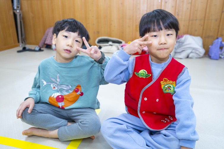 YTo1ODp7czo4OiJGaWxlTmFtZSI7czo0MDoiZDhkMDkxYzYtYTdjMC00NWVlLTgyNGEtMDcyNTZjOTZlMDRlLmpwZyI7czoxMjoiRmlsZURhdGVUaW1lIjtpOjE3NDIwMjQ1NDM7czo4OiJGaWxlU2l6ZSI7aToxMzIxNjk3O3M6ODoiRmlsZVR5cGUiO2k6MjtzOjg6Ik1pbWVUeXBlIjtzOjEwOiJpbWFnZS9qcGVnIjtzOjEzOiJTZWN0aW9uc0ZvdW5kIjtzOjMwOiJBTllfVEFHLCBJRkQwLCBUSFVNQk5BSUwsIEVYSUYiO3M6ODoiQ09NUFVURUQiO2E6OTp7czo0OiJodG1sIjtzOjI2OiJ3aWR0aD0iMTc1MiIgaGVpZ2h0PSIxMTY4IiI7czo2OiJIZWlnaHQiO2k6MTE2ODtzOjU6IldpZHRoIjtpOjE3NTI7czo3OiJJc0NvbG9yIjtpOjE7czoxNzoiQnl0ZU9yZGVyTW90b3JvbGEiO2k6MDtzOjE1OiJBcGVydHVyZUZOdW1iZXIiO3M6NToiZi8yLjgiO3M6OToiQ29weXJpZ2h0IjtzOjQ6IllBQkMiO3M6MTg6IlRodW1ibmFpbC5GaWxlVHlwZSI7aToyO3M6MTg6IlRodW1ibmFpbC5NaW1lVHlwZSI7czoxMDoiaW1hZ2UvanBlZyI7fXM6NDoiTWFrZSI7czo0OiJTT05ZIjtzOjU6Ik1vZGVsIjtzOjg6IklMQ0UtN000IjtzOjExOiJYUmVzb2x1dGlvbiI7czo1OiIyNDAvMSI7czoxMToiWVJlc29sdXRpb24iO3M6NToiMjQwLzEiO3M6MTQ6IlJlc29sdXRpb25Vbml0IjtpOjI7czo4OiJTb2Z0d2FyZSI7czo1MDoiQWRvYmUgUGhvdG9zaG9wIExpZ2h0cm9vbSBDbGFzc2ljIDE0LjIgKE1hY2ludG9zaCkiO3M6ODoiRGF0ZVRpbWUiO3M6MTk6IjIwMjU6MDM6MTUgMTU6NDQ6MzUiO3M6NjoiQXJ0aXN0IjtzOjc6IllBQkNfU0ciO3M6OToiQ29weXJpZ2h0IjtzOjQ6IllBQkMiO3M6MTY6IkV4aWZfSUZEX1BvaW50ZXIiO2k6MjUyO3M6OToiVEhVTUJOQUlMIjthOjY6e3M6MTE6IkNvbXByZXNzaW9uIjtpOjY7czoxMToiWFJlc29sdXRpb24iO3M6NDoiNzIvMSI7czoxMToiWVJlc29sdXRpb24iO3M6NDoiNzIvMSI7czoxNDoiUmVzb2x1dGlvblVuaXQiO2k6MjtzOjIxOiJKUEVHSW50ZXJjaGFuZ2VGb3JtYXQiO2k6MTAzODtzOjI3OiJKUEVHSW50ZXJjaGFuZ2VGb3JtYXRMZW5ndGgiO2k6MTY1NTg7fXM6MTI6IkV4cG9zdXJlVGltZSI7czo1OiIxLzIwMCI7czo3OiJGTnVtYmVyIjtzOjU6IjI4LzEwIjtzOjE1OiJFeHBvc3VyZVByb2dyYW0iO2k6MTtzOjE1OiJJU09TcGVlZFJhdGluZ3MiO2k6NDAwO3M6MTk6IlVuZGVmaW5lZFRhZzoweDg4MzAiO2k6MjtzOjE5OiJVbmRlZmluZWRUYWc6MHg4ODMyIjtpOjQwMDtzOjExOiJFeGlmVmVyc2lvbiI7czo0OiIwMjMyIjtzOjE2OiJEYXRlVGltZU9yaWdpbmFsIjtzOjE5OiIyMDI1OjAzOjE1IDEwOjE1OjIzIjtzOjE3OiJEYXRlVGltZURpZ2l0aXplZCI7czoxOToiMjAyNTowMzoxNSAxMDoxNToyMyI7czoxOToiVW5kZWZpbmVkVGFnOjB4OTAxMCI7czo2OiIrMDk6MDAiO3M6MTk6IlVuZGVmaW5lZFRhZzoweDkwMTEiO3M6NjoiKzA5OjAwIjtzOjE5OiJVbmRlZmluZWRUYWc6MHg5MDEyIjtzOjY6IiswOTowMCI7czoxNzoiU2h1dHRlclNwZWVkVmFsdWUiO3M6MTU6Ijc2NDM4NTYvMTAwMDAwMCI7czoxMzoiQXBlcnR1cmVWYWx1ZSI7czoxNToiMjk3MDg1NC8xMDAwMDAwIjtzOjE1OiJCcmlnaHRuZXNzVmFsdWUiO3M6OToiODY2NC8yNTYwIjtzOjE3OiJFeHBvc3VyZUJpYXNWYWx1ZSI7czo0OiIwLzEwIjtzOjE2OiJNYXhBcGVydHVyZVZhbHVlIjtzOjc6Ijc2MC8yNTYiO3M6MTI6Ik1ldGVyaW5nTW9kZSI7aTo1O3M6MTE6IkxpZ2h0U291cmNlIjtpOjA7czo1OiJGbGFzaCI7aToxMztzOjExOiJGb2NhbExlbmd0aCI7czo2OiIyNjAvMTAiO3M6MTg6IlN1YlNlY1RpbWVPcmlnaW5hbCI7czozOiIyOTEiO3M6MTk6IlN1YlNlY1RpbWVEaWdpdGl6ZWQiO3M6MzoiMjkxIjtzOjEwOiJDb2xvclNwYWNlIjtpOjY1NTM1O3M6MjE6IkZvY2FsUGxhbmVYUmVzb2x1dGlvbiI7czoxNDoiNjQ0NDkzMzkvMzI3NjgiO3M6MjE6IkZvY2FsUGxhbmVZUmVzb2x1dGlvbiI7czoxNDoiNjQ0NDkzMzkvMzI3NjgiO3M6MjQ6IkZvY2FsUGxhbmVSZXNvbHV0aW9uVW5pdCI7aTozO3M6MTA6IkZpbGVTb3VyY2UiO3M6MToiAyI7czo5OiJTY2VuZVR5cGUiO3M6MToiASI7czoxNDoiQ3VzdG9tUmVuZGVyZWQiO2k6MDtzOjEyOiJFeHBvc3VyZU1vZGUiO2k6MTtzOjEyOiJXaGl0ZUJhbGFuY2UiO2k6MDtzOjE2OiJEaWdpdGFsWm9vbVJhdGlvIjtzOjU6IjE2LzE2IjtzOjIxOiJGb2NhbExlbmd0aEluMzVtbUZpbG0iO2k6MjY7czoxNjoiU2NlbmVDYXB0dXJlVHlwZSI7aTowO3M6ODoiQ29udHJhc3QiO2k6MDtzOjEwOiJTYXR1cmF0aW9uIjtpOjA7czo5OiJTaGFycG5lc3MiO2k6MDtzOjE5OiJVbmRlZmluZWRUYWc6MHhBNDMyIjthOjQ6e2k6MDtzOjY6IjI0MC8xMCI7aToxO3M6NjoiNzAwLzEwIjtpOjI7czo1OiIyOC8xMCI7aTozO3M6NToiMjgvMTAiO31zOjE5OiJVbmRlZmluZWRUYWc6MHhBNDM0IjtzOjIxOiJGRSAyNC03MG1tIEYyLjggR00gSUkiO30=