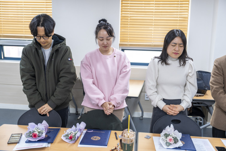 YTo1ODp7czo4OiJGaWxlTmFtZSI7czo0MDoiZGQxM2JhMzgtZDNkMy00YmE0LWEwNWMtN2M2YWVhNTQ3YmVjLmpwZyI7czoxMjoiRmlsZURhdGVUaW1lIjtpOjE3NjUxNjY5NzI7czo4OiJGaWxlU2l6ZSI7aToyMDcwMDQ2O3M6ODoiRmlsZVR5cGUiO2k6MjtzOjg6Ik1pbWVUeXBlIjtzOjEwOiJpbWFnZS9qcGVnIjtzOjEzOiJTZWN0aW9uc0ZvdW5kIjtzOjMwOiJBTllfVEFHLCBJRkQwLCBUSFVNQk5BSUwsIEVYSUYiO3M6ODoiQ09NUFVURUQiO2E6OTp7czo0OiJodG1sIjtzOjI2OiJ3aWR0aD0iMjQwMCIgaGVpZ2h0PSIxNjAwIiI7czo2OiJIZWlnaHQiO2k6MTYwMDtzOjU6IldpZHRoIjtpOjI0MDA7czo3OiJJc0NvbG9yIjtpOjE7czoxNzoiQnl0ZU9yZGVyTW90b3JvbGEiO2k6MDtzOjE1OiJBcGVydHVyZUZOdW1iZXIiO3M6NToiZi8yLjgiO3M6OToiQ29weXJpZ2h0IjtzOjQ6IllBQkMiO3M6MTg6IlRodW1ibmFpbC5GaWxlVHlwZSI7aToyO3M6MTg6IlRodW1ibmFpbC5NaW1lVHlwZSI7czoxMDoiaW1hZ2UvanBlZyI7fXM6NDoiTWFrZSI7czo0OiJTT05ZIjtzOjU6Ik1vZGVsIjtzOjg6IklMQ0UtN000IjtzOjExOiJYUmVzb2x1dGlvbiI7czo1OiIyNDAvMSI7czoxMToiWVJlc29sdXRpb24iO3M6NToiMjQwLzEiO3M6MTQ6IlJlc29sdXRpb25Vbml0IjtpOjI7czo4OiJTb2Z0d2FyZSI7czo1MjoiQWRvYmUgUGhvdG9zaG9wIExpZ2h0cm9vbSBDbGFzc2ljIDE0LjEuMSAoTWFjaW50b3NoKSI7czo4OiJEYXRlVGltZSI7czoxOToiMjAyNToxMjowOCAxMzowOToxNCI7czo2OiJBcnRpc3QiO3M6NzoiWUFCQ19TRyI7czo5OiJDb3B5cmlnaHQiO3M6NDoiWUFCQyI7czoxNjoiRXhpZl9JRkRfUG9pbnRlciI7aToyNTQ7czo5OiJUSFVNQk5BSUwiO2E6Njp7czoxMToiQ29tcHJlc3Npb24iO2k6NjtzOjExOiJYUmVzb2x1dGlvbiI7czo0OiI3Mi8xIjtzOjExOiJZUmVzb2x1dGlvbiI7czo0OiI3Mi8xIjtzOjE0OiJSZXNvbHV0aW9uVW5pdCI7aToyO3M6MjE6IkpQRUdJbnRlcmNoYW5nZUZvcm1hdCI7aToxMDQwO3M6Mjc6IkpQRUdJbnRlcmNoYW5nZUZvcm1hdExlbmd0aCI7aToxNjAxMDt9czoxMjoiRXhwb3N1cmVUaW1lIjtzOjQ6IjEvNjAiO3M6NzoiRk51bWJlciI7czo1OiIyOC8xMCI7czoxNToiRXhwb3N1cmVQcm9ncmFtIjtpOjE7czoxNToiSVNPU3BlZWRSYXRpbmdzIjtpOjEwMDtzOjE5OiJVbmRlZmluZWRUYWc6MHg4ODMwIjtpOjI7czoxOToiVW5kZWZpbmVkVGFnOjB4ODgzMiI7aToxMDA7czoxMToiRXhpZlZlcnNpb24iO3M6NDoiMDIzMiI7czoxNjoiRGF0ZVRpbWVPcmlnaW5hbCI7czoxOToiMjAyNToxMjowNyAxNTozNDoxMCI7czoxNzoiRGF0ZVRpbWVEaWdpdGl6ZWQiO3M6MTk6IjIwMjU6MTI6MDcgMTU6MzQ6MTAiO3M6MTk6IlVuZGVmaW5lZFRhZzoweDkwMTAiO3M6NjoiKzA5OjAwIjtzOjE5OiJVbmRlZmluZWRUYWc6MHg5MDExIjtzOjY6IiswOTowMCI7czoxOToiVW5kZWZpbmVkVGFnOjB4OTAxMiI7czo2OiIrMDk6MDAiO3M6MTc6IlNodXR0ZXJTcGVlZFZhbHVlIjtzOjE1OiI1OTA2ODkxLzEwMDAwMDAiO3M6MTM6IkFwZXJ0dXJlVmFsdWUiO3M6MTU6IjI5NzA4NTQvMTAwMDAwMCI7czoxNToiQnJpZ2h0bmVzc1ZhbHVlIjtzOjk6IjkyNDQvMjU2MCI7czoxNzoiRXhwb3N1cmVCaWFzVmFsdWUiO3M6NDoiMC8xMCI7czoxNjoiTWF4QXBlcnR1cmVWYWx1ZSI7czo3OiI3NjAvMjU2IjtzOjEyOiJNZXRlcmluZ01vZGUiO2k6NTtzOjExOiJMaWdodFNvdXJjZSI7aTowO3M6NToiRmxhc2giO2k6MTM7czoxMToiRm9jYWxMZW5ndGgiO3M6NjoiMzcwLzEwIjtzOjE4OiJTdWJTZWNUaW1lT3JpZ2luYWwiO3M6MzoiOTk2IjtzOjE5OiJTdWJTZWNUaW1lRGlnaXRpemVkIjtzOjM6Ijk5NiI7czoxMDoiQ29sb3JTcGFjZSI7aTo2NTUzNTtzOjIxOiJGb2NhbFBsYW5lWFJlc29sdXRpb24iO3M6MTQ6IjY0NDQ5MzM5LzMyNzY4IjtzOjIxOiJGb2NhbFBsYW5lWVJlc29sdXRpb24iO3M6MTQ6IjY0NDQ5MzM5LzMyNzY4IjtzOjI0OiJGb2NhbFBsYW5lUmVzb2x1dGlvblVuaXQiO2k6MztzOjEwOiJGaWxlU291cmNlIjtzOjE6IgMiO3M6OToiU2NlbmVUeXBlIjtzOjE6IgEiO3M6MTQ6IkN1c3RvbVJlbmRlcmVkIjtpOjA7czoxMjoiRXhwb3N1cmVNb2RlIjtpOjE7czoxMjoiV2hpdGVCYWxhbmNlIjtpOjE7czoxNjoiRGlnaXRhbFpvb21SYXRpbyI7czo1OiIxNi8xNiI7czoyMToiRm9jYWxMZW5ndGhJbjM1bW1GaWxtIjtpOjM3O3M6MTY6IlNjZW5lQ2FwdHVyZVR5cGUiO2k6MDtzOjg6IkNvbnRyYXN0IjtpOjA7czoxMDoiU2F0dXJhdGlvbiI7aTowO3M6OToiU2hhcnBuZXNzIjtpOjA7czoxOToiVW5kZWZpbmVkVGFnOjB4QTQzMiI7YTo0OntpOjA7czo2OiIyNDAvMTAiO2k6MTtzOjY6IjcwMC8xMCI7aToyO3M6NToiMjgvMTAiO2k6MztzOjU6IjI4LzEwIjt9czoxOToiVW5kZWZpbmVkVGFnOjB4QTQzNCI7czoyMToiRkUgMjQtNzBtbSBGMi44IEdNIElJIjt9