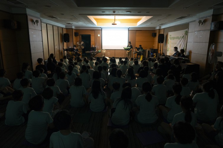 YTo1ODp7czo4OiJGaWxlTmFtZSI7czo0MDoiZTNiNDMyOGQtZjgxYy00MDE0LWE1YzctOGIyMDRlNDRmYzVmLmpwZyI7czoxMjoiRmlsZURhdGVUaW1lIjtpOjE3NTM3NjYyMDI7czo4OiJGaWxlU2l6ZSI7aToxMTU1MDY0O3M6ODoiRmlsZVR5cGUiO2k6MjtzOjg6Ik1pbWVUeXBlIjtzOjEwOiJpbWFnZS9qcGVnIjtzOjEzOiJTZWN0aW9uc0ZvdW5kIjtzOjMwOiJBTllfVEFHLCBJRkQwLCBUSFVNQk5BSUwsIEVYSUYiO3M6ODoiQ09NUFVURUQiO2E6OTp7czo0OiJodG1sIjtzOjI2OiJ3aWR0aD0iMTc1MiIgaGVpZ2h0PSIxMTY4IiI7czo2OiJIZWlnaHQiO2k6MTE2ODtzOjU6IldpZHRoIjtpOjE3NTI7czo3OiJJc0NvbG9yIjtpOjE7czoxNzoiQnl0ZU9yZGVyTW90b3JvbGEiO2k6MDtzOjE1OiJBcGVydHVyZUZOdW1iZXIiO3M6NToiZi8yLjgiO3M6OToiQ29weXJpZ2h0IjtzOjQ6IllBQkMiO3M6MTg6IlRodW1ibmFpbC5GaWxlVHlwZSI7aToyO3M6MTg6IlRodW1ibmFpbC5NaW1lVHlwZSI7czoxMDoiaW1hZ2UvanBlZyI7fXM6NDoiTWFrZSI7czo0OiJTT05ZIjtzOjU6Ik1vZGVsIjtzOjg6IklMQ0UtN000IjtzOjExOiJYUmVzb2x1dGlvbiI7czo1OiIyNDAvMSI7czoxMToiWVJlc29sdXRpb24iO3M6NToiMjQwLzEiO3M6MTQ6IlJlc29sdXRpb25Vbml0IjtpOjI7czo4OiJTb2Z0d2FyZSI7czo1MDoiQWRvYmUgUGhvdG9zaG9wIExpZ2h0cm9vbSBDbGFzc2ljIDE0LjQgKE1hY2ludG9zaCkiO3M6ODoiRGF0ZVRpbWUiO3M6MTk6IjIwMjU6MDc6MjkgMTQ6MTE6NDgiO3M6NjoiQXJ0aXN0IjtzOjc6IllBQkNfU0ciO3M6OToiQ29weXJpZ2h0IjtzOjQ6IllBQkMiO3M6MTY6IkV4aWZfSUZEX1BvaW50ZXIiO2k6MjUyO3M6OToiVEhVTUJOQUlMIjthOjY6e3M6MTE6IkNvbXByZXNzaW9uIjtpOjY7czoxMToiWFJlc29sdXRpb24iO3M6NDoiNzIvMSI7czoxMToiWVJlc29sdXRpb24iO3M6NDoiNzIvMSI7czoxNDoiUmVzb2x1dGlvblVuaXQiO2k6MjtzOjIxOiJKUEVHSW50ZXJjaGFuZ2VGb3JtYXQiO2k6MTAzODtzOjI3OiJKUEVHSW50ZXJjaGFuZ2VGb3JtYXRMZW5ndGgiO2k6MTAxODM7fXM6MTI6IkV4cG9zdXJlVGltZSI7czo0OiIxLzYwIjtzOjc6IkZOdW1iZXIiO3M6NToiMjgvMTAiO3M6MTU6IkV4cG9zdXJlUHJvZ3JhbSI7aToxO3M6MTU6IklTT1NwZWVkUmF0aW5ncyI7aToxMDAwO3M6MTk6IlVuZGVmaW5lZFRhZzoweDg4MzAiO2k6MjtzOjE5OiJVbmRlZmluZWRUYWc6MHg4ODMyIjtpOjEwMDA7czoxMToiRXhpZlZlcnNpb24iO3M6NDoiMDIzMiI7czoxNjoiRGF0ZVRpbWVPcmlnaW5hbCI7czoxOToiMjAyNTowNzoyNiAxOTo0Mzo1NyI7czoxNzoiRGF0ZVRpbWVEaWdpdGl6ZWQiO3M6MTk6IjIwMjU6MDc6MjYgMTk6NDM6NTciO3M6MTk6IlVuZGVmaW5lZFRhZzoweDkwMTAiO3M6NjoiKzA5OjAwIjtzOjE5OiJVbmRlZmluZWRUYWc6MHg5MDExIjtzOjY6IiswOTowMCI7czoxOToiVW5kZWZpbmVkVGFnOjB4OTAxMiI7czo2OiIrMDk6MDAiO3M6MTc6IlNodXR0ZXJTcGVlZFZhbHVlIjtzOjE1OiI1OTA2ODkxLzEwMDAwMDAiO3M6MTM6IkFwZXJ0dXJlVmFsdWUiO3M6MTU6IjI5NzA4NTQvMTAwMDAwMCI7czoxNToiQnJpZ2h0bmVzc1ZhbHVlIjtzOjExOiItMTA3MzYvMjU2MCI7czoxNzoiRXhwb3N1cmVCaWFzVmFsdWUiO3M6NDoiMC8xMCI7czoxNjoiTWF4QXBlcnR1cmVWYWx1ZSI7czo3OiI3NjAvMjU2IjtzOjEyOiJNZXRlcmluZ01vZGUiO2k6NTtzOjExOiJMaWdodFNvdXJjZSI7aTowO3M6NToiRmxhc2giO2k6MTY7czoxMToiRm9jYWxMZW5ndGgiO3M6NjoiMjQwLzEwIjtzOjE4OiJTdWJTZWNUaW1lT3JpZ2luYWwiO3M6MzoiNjkzIjtzOjE5OiJTdWJTZWNUaW1lRGlnaXRpemVkIjtzOjM6IjY5MyI7czoxMDoiQ29sb3JTcGFjZSI7aTo2NTUzNTtzOjIxOiJGb2NhbFBsYW5lWFJlc29sdXRpb24iO3M6MTQ6IjY0NDQ5MzM5LzMyNzY4IjtzOjIxOiJGb2NhbFBsYW5lWVJlc29sdXRpb24iO3M6MTQ6IjY0NDQ5MzM5LzMyNzY4IjtzOjI0OiJGb2NhbFBsYW5lUmVzb2x1dGlvblVuaXQiO2k6MztzOjEwOiJGaWxlU291cmNlIjtzOjE6IgMiO3M6OToiU2NlbmVUeXBlIjtzOjE6IgEiO3M6MTQ6IkN1c3RvbVJlbmRlcmVkIjtpOjA7czoxMjoiRXhwb3N1cmVNb2RlIjtpOjE7czoxMjoiV2hpdGVCYWxhbmNlIjtpOjE7czoxNjoiRGlnaXRhbFpvb21SYXRpbyI7czo1OiIxNi8xNiI7czoyMToiRm9jYWxMZW5ndGhJbjM1bW1GaWxtIjtpOjI0O3M6MTY6IlNjZW5lQ2FwdHVyZVR5cGUiO2k6MDtzOjg6IkNvbnRyYXN0IjtpOjA7czoxMDoiU2F0dXJhdGlvbiI7aTowO3M6OToiU2hhcnBuZXNzIjtpOjA7czoxOToiVW5kZWZpbmVkVGFnOjB4QTQzMiI7YTo0OntpOjA7czo2OiIyNDAvMTAiO2k6MTtzOjY6IjcwMC8xMCI7aToyO3M6NToiMjgvMTAiO2k6MztzOjU6IjI4LzEwIjt9czoxOToiVW5kZWZpbmVkVGFnOjB4QTQzNCI7czoyMToiRkUgMjQtNzBtbSBGMi44IEdNIElJIjt9