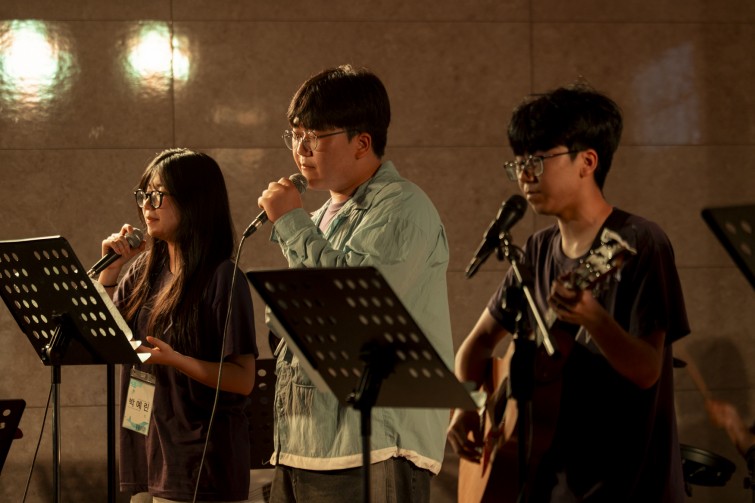 YTo1ODp7czo4OiJGaWxlTmFtZSI7czo0MDoiZTU3N2Y0NjAtNTMxYi00MjdiLThkMjQtYzJhN2JkNThkYTEzLmpwZyI7czoxMjoiRmlsZURhdGVUaW1lIjtpOjE3NTM3NjYwODc7czo4OiJGaWxlU2l6ZSI7aToxMTYxNjAwO3M6ODoiRmlsZVR5cGUiO2k6MjtzOjg6Ik1pbWVUeXBlIjtzOjEwOiJpbWFnZS9qcGVnIjtzOjEzOiJTZWN0aW9uc0ZvdW5kIjtzOjMwOiJBTllfVEFHLCBJRkQwLCBUSFVNQk5BSUwsIEVYSUYiO3M6ODoiQ09NUFVURUQiO2E6OTp7czo0OiJodG1sIjtzOjI2OiJ3aWR0aD0iMTc1MiIgaGVpZ2h0PSIxMTY4IiI7czo2OiJIZWlnaHQiO2k6MTE2ODtzOjU6IldpZHRoIjtpOjE3NTI7czo3OiJJc0NvbG9yIjtpOjE7czoxNzoiQnl0ZU9yZGVyTW90b3JvbGEiO2k6MDtzOjE1OiJBcGVydHVyZUZOdW1iZXIiO3M6NToiZi80LjUiO3M6OToiQ29weXJpZ2h0IjtzOjQ6IllBQkMiO3M6MTg6IlRodW1ibmFpbC5GaWxlVHlwZSI7aToyO3M6MTg6IlRodW1ibmFpbC5NaW1lVHlwZSI7czoxMDoiaW1hZ2UvanBlZyI7fXM6NDoiTWFrZSI7czo0OiJTT05ZIjtzOjU6Ik1vZGVsIjtzOjg6IklMQ0UtN000IjtzOjExOiJYUmVzb2x1dGlvbiI7czo1OiIyNDAvMSI7czoxMToiWVJlc29sdXRpb24iO3M6NToiMjQwLzEiO3M6MTQ6IlJlc29sdXRpb25Vbml0IjtpOjI7czo4OiJTb2Z0d2FyZSI7czo1MDoiQWRvYmUgUGhvdG9zaG9wIExpZ2h0cm9vbSBDbGFzc2ljIDE0LjQgKE1hY2ludG9zaCkiO3M6ODoiRGF0ZVRpbWUiO3M6MTk6IjIwMjU6MDc6MjkgMTQ6MTQ6MjkiO3M6NjoiQXJ0aXN0IjtzOjc6IllBQkNfU0ciO3M6OToiQ29weXJpZ2h0IjtzOjQ6IllBQkMiO3M6MTY6IkV4aWZfSUZEX1BvaW50ZXIiO2k6MjUyO3M6OToiVEhVTUJOQUlMIjthOjY6e3M6MTE6IkNvbXByZXNzaW9uIjtpOjY7czoxMToiWFJlc29sdXRpb24iO3M6NDoiNzIvMSI7czoxMToiWVJlc29sdXRpb24iO3M6NDoiNzIvMSI7czoxNDoiUmVzb2x1dGlvblVuaXQiO2k6MjtzOjIxOiJKUEVHSW50ZXJjaGFuZ2VGb3JtYXQiO2k6MTAzODtzOjI3OiJKUEVHSW50ZXJjaGFuZ2VGb3JtYXRMZW5ndGgiO2k6MTQ0NjY7fXM6MTI6IkV4cG9zdXJlVGltZSI7czo0OiIxLzYwIjtzOjc6IkZOdW1iZXIiO3M6NToiNDUvMTAiO3M6MTU6IkV4cG9zdXJlUHJvZ3JhbSI7aToxO3M6MTU6IklTT1NwZWVkUmF0aW5ncyI7aToyMDA7czoxOToiVW5kZWZpbmVkVGFnOjB4ODgzMCI7aToyO3M6MTk6IlVuZGVmaW5lZFRhZzoweDg4MzIiO2k6MjAwO3M6MTE6IkV4aWZWZXJzaW9uIjtzOjQ6IjAyMzIiO3M6MTY6IkRhdGVUaW1lT3JpZ2luYWwiO3M6MTk6IjIwMjU6MDc6MjcgMjA6MTI6MjYiO3M6MTc6IkRhdGVUaW1lRGlnaXRpemVkIjtzOjE5OiIyMDI1OjA3OjI3IDIwOjEyOjI2IjtzOjE5OiJVbmRlZmluZWRUYWc6MHg5MDEwIjtzOjY6IiswOTowMCI7czoxOToiVW5kZWZpbmVkVGFnOjB4OTAxMSI7czo2OiIrMDk6MDAiO3M6MTk6IlVuZGVmaW5lZFRhZzoweDkwMTIiO3M6NjoiKzA5OjAwIjtzOjE3OiJTaHV0dGVyU3BlZWRWYWx1ZSI7czoxNToiNTkwNjg5MS8xMDAwMDAwIjtzOjEzOiJBcGVydHVyZVZhbHVlIjtzOjEzOiI0MzM5ODUvMTAwMDAwIjtzOjE1OiJCcmlnaHRuZXNzVmFsdWUiO3M6OToiMzA3NC8yNTYwIjtzOjE3OiJFeHBvc3VyZUJpYXNWYWx1ZSI7czo0OiIwLzEwIjtzOjE2OiJNYXhBcGVydHVyZVZhbHVlIjtzOjg6IjEwMjQvMjU2IjtzOjEyOiJNZXRlcmluZ01vZGUiO2k6NTtzOjExOiJMaWdodFNvdXJjZSI7aTowO3M6NToiRmxhc2giO2k6MTY7czoxMToiRm9jYWxMZW5ndGgiO3M6NzoiMTc3MC8xMCI7czoxODoiU3ViU2VjVGltZU9yaWdpbmFsIjtzOjM6IjIwMiI7czoxOToiU3ViU2VjVGltZURpZ2l0aXplZCI7czozOiIyMDIiO3M6MTA6IkNvbG9yU3BhY2UiO2k6NjU1MzU7czoyMToiRm9jYWxQbGFuZVhSZXNvbHV0aW9uIjtzOjE0OiI2NDQ0OTMzOS8zMjc2OCI7czoyMToiRm9jYWxQbGFuZVlSZXNvbHV0aW9uIjtzOjE0OiI2NDQ0OTMzOS8zMjc2OCI7czoyNDoiRm9jYWxQbGFuZVJlc29sdXRpb25Vbml0IjtpOjM7czoxMDoiRmlsZVNvdXJjZSI7czoxOiIDIjtzOjk6IlNjZW5lVHlwZSI7czoxOiIBIjtzOjE0OiJDdXN0b21SZW5kZXJlZCI7aTowO3M6MTI6IkV4cG9zdXJlTW9kZSI7aToxO3M6MTI6IldoaXRlQmFsYW5jZSI7aToxO3M6MTY6IkRpZ2l0YWxab29tUmF0aW8iO3M6NToiMTYvMTYiO3M6MjE6IkZvY2FsTGVuZ3RoSW4zNW1tRmlsbSI7aToxNzc7czoxNjoiU2NlbmVDYXB0dXJlVHlwZSI7aTowO3M6ODoiQ29udHJhc3QiO2k6MDtzOjEwOiJTYXR1cmF0aW9uIjtpOjA7czo5OiJTaGFycG5lc3MiO2k6MDtzOjE5OiJVbmRlZmluZWRUYWc6MHhBNDMyIjthOjQ6e2k6MDtzOjY6IjcwMC8xMCI7aToxO3M6NzoiMjAwMC8xMCI7aToyO3M6NToiNDAvMTAiO2k6MztzOjU6IjQwLzEwIjt9czoxOToiVW5kZWZpbmVkVGFnOjB4QTQzNCI7czoyMDoiRkUgNzAtMjAwbW0gRjQgRyBPU1MiO30=