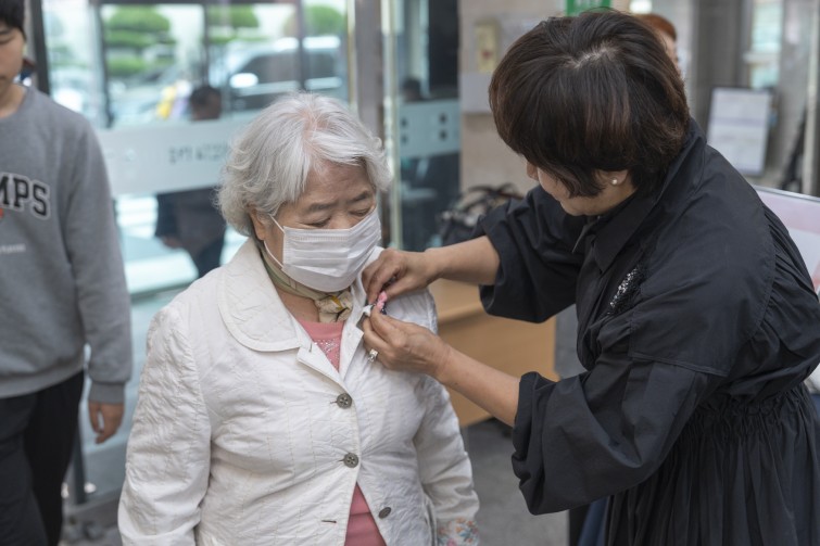 YTo1ODp7czo4OiJGaWxlTmFtZSI7czo0MDoiZTcxZWU5ZTktNTlkOS00OGUyLWE0ZWMtMDQ2OWZiNWIwNjQ5LmpwZyI7czoxMjoiRmlsZURhdGVUaW1lIjtpOjE3NDcwOTY4MjU7czo4OiJGaWxlU2l6ZSI7aToxMTEyMjg4O3M6ODoiRmlsZVR5cGUiO2k6MjtzOjg6Ik1pbWVUeXBlIjtzOjEwOiJpbWFnZS9qcGVnIjtzOjEzOiJTZWN0aW9uc0ZvdW5kIjtzOjMwOiJBTllfVEFHLCBJRkQwLCBUSFVNQk5BSUwsIEVYSUYiO3M6ODoiQ09NUFVURUQiO2E6OTp7czo0OiJodG1sIjtzOjI2OiJ3aWR0aD0iMTc1MiIgaGVpZ2h0PSIxMTY4IiI7czo2OiJIZWlnaHQiO2k6MTE2ODtzOjU6IldpZHRoIjtpOjE3NTI7czo3OiJJc0NvbG9yIjtpOjE7czoxNzoiQnl0ZU9yZGVyTW90b3JvbGEiO2k6MDtzOjE1OiJBcGVydHVyZUZOdW1iZXIiO3M6NToiZi8yLjgiO3M6OToiQ29weXJpZ2h0IjtzOjQ6IllBQkMiO3M6MTg6IlRodW1ibmFpbC5GaWxlVHlwZSI7aToyO3M6MTg6IlRodW1ibmFpbC5NaW1lVHlwZSI7czoxMDoiaW1hZ2UvanBlZyI7fXM6NDoiTWFrZSI7czo0OiJTT05ZIjtzOjU6Ik1vZGVsIjtzOjg6IklMQ0UtN000IjtzOjExOiJYUmVzb2x1dGlvbiI7czo1OiIyNDAvMSI7czoxMToiWVJlc29sdXRpb24iO3M6NToiMjQwLzEiO3M6MTQ6IlJlc29sdXRpb25Vbml0IjtpOjI7czo4OiJTb2Z0d2FyZSI7czo1MjoiQWRvYmUgUGhvdG9zaG9wIExpZ2h0cm9vbSBDbGFzc2ljIDE0LjMuMSAoTWFjaW50b3NoKSI7czo4OiJEYXRlVGltZSI7czoxOToiMjAyNTowNToxMSAyMToyMjo0MCI7czo2OiJBcnRpc3QiO3M6NzoiWUFCQ19TRyI7czo5OiJDb3B5cmlnaHQiO3M6NDoiWUFCQyI7czoxNjoiRXhpZl9JRkRfUG9pbnRlciI7aToyNTQ7czo5OiJUSFVNQk5BSUwiO2E6Njp7czoxMToiQ29tcHJlc3Npb24iO2k6NjtzOjExOiJYUmVzb2x1dGlvbiI7czo0OiI3Mi8xIjtzOjExOiJZUmVzb2x1dGlvbiI7czo0OiI3Mi8xIjtzOjE0OiJSZXNvbHV0aW9uVW5pdCI7aToyO3M6MjE6IkpQRUdJbnRlcmNoYW5nZUZvcm1hdCI7aToxMDQwO3M6Mjc6IkpQRUdJbnRlcmNoYW5nZUZvcm1hdExlbmd0aCI7aToxMzUwOTt9czoxMjoiRXhwb3N1cmVUaW1lIjtzOjU6IjEvMTYwIjtzOjc6IkZOdW1iZXIiO3M6NToiMjgvMTAiO3M6MTU6IkV4cG9zdXJlUHJvZ3JhbSI7aToxO3M6MTU6IklTT1NwZWVkUmF0aW5ncyI7aTo1MDA7czoxOToiVW5kZWZpbmVkVGFnOjB4ODgzMCI7aToyO3M6MTk6IlVuZGVmaW5lZFRhZzoweDg4MzIiO2k6NTAwO3M6MTE6IkV4aWZWZXJzaW9uIjtzOjQ6IjAyMzIiO3M6MTY6IkRhdGVUaW1lT3JpZ2luYWwiO3M6MTk6IjIwMjU6MDU6MTEgMTA6NTg6MjkiO3M6MTc6IkRhdGVUaW1lRGlnaXRpemVkIjtzOjE5OiIyMDI1OjA1OjExIDEwOjU4OjI5IjtzOjE5OiJVbmRlZmluZWRUYWc6MHg5MDEwIjtzOjY6IiswOTowMCI7czoxOToiVW5kZWZpbmVkVGFnOjB4OTAxMSI7czo2OiIrMDk6MDAiO3M6MTk6IlVuZGVmaW5lZFRhZzoweDkwMTIiO3M6NjoiKzA5OjAwIjtzOjE3OiJTaHV0dGVyU3BlZWRWYWx1ZSI7czoxNToiNzMyMTkyOC8xMDAwMDAwIjtzOjEzOiJBcGVydHVyZVZhbHVlIjtzOjE1OiIyOTcwODU0LzEwMDAwMDAiO3M6MTU6IkJyaWdodG5lc3NWYWx1ZSI7czo5OiI0ODY0LzI1NjAiO3M6MTc6IkV4cG9zdXJlQmlhc1ZhbHVlIjtzOjQ6IjAvMTAiO3M6MTY6Ik1heEFwZXJ0dXJlVmFsdWUiO3M6NzoiNzYwLzI1NiI7czoxMjoiTWV0ZXJpbmdNb2RlIjtpOjU7czoxMToiTGlnaHRTb3VyY2UiO2k6MDtzOjU6IkZsYXNoIjtpOjEzO3M6MTE6IkZvY2FsTGVuZ3RoIjtzOjY6IjQ0MC8xMCI7czoxODoiU3ViU2VjVGltZU9yaWdpbmFsIjtzOjM6IjYxNiI7czoxOToiU3ViU2VjVGltZURpZ2l0aXplZCI7czozOiI2MTYiO3M6MTA6IkNvbG9yU3BhY2UiO2k6NjU1MzU7czoyMToiRm9jYWxQbGFuZVhSZXNvbHV0aW9uIjtzOjE0OiI2NDQ0OTMzOS8zMjc2OCI7czoyMToiRm9jYWxQbGFuZVlSZXNvbHV0aW9uIjtzOjE0OiI2NDQ0OTMzOS8zMjc2OCI7czoyNDoiRm9jYWxQbGFuZVJlc29sdXRpb25Vbml0IjtpOjM7czoxMDoiRmlsZVNvdXJjZSI7czoxOiIDIjtzOjk6IlNjZW5lVHlwZSI7czoxOiIBIjtzOjE0OiJDdXN0b21SZW5kZXJlZCI7aTowO3M6MTI6IkV4cG9zdXJlTW9kZSI7aToxO3M6MTI6IldoaXRlQmFsYW5jZSI7aTowO3M6MTY6IkRpZ2l0YWxab29tUmF0aW8iO3M6NToiMTYvMTYiO3M6MjE6IkZvY2FsTGVuZ3RoSW4zNW1tRmlsbSI7aTo0NDtzOjE2OiJTY2VuZUNhcHR1cmVUeXBlIjtpOjA7czo4OiJDb250cmFzdCI7aTowO3M6MTA6IlNhdHVyYXRpb24iO2k6MDtzOjk6IlNoYXJwbmVzcyI7aTowO3M6MTk6IlVuZGVmaW5lZFRhZzoweEE0MzIiO2E6NDp7aTowO3M6NjoiMjQwLzEwIjtpOjE7czo2OiI3MDAvMTAiO2k6MjtzOjU6IjI4LzEwIjtpOjM7czo1OiIyOC8xMCI7fXM6MTk6IlVuZGVmaW5lZFRhZzoweEE0MzQiO3M6MjE6IkZFIDI0LTcwbW0gRjIuOCBHTSBJSSI7fQ==