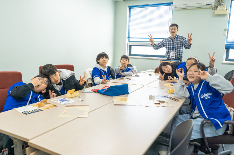 YTo1NDp7czo4OiJGaWxlTmFtZSI7czo0MDoiZTgwODIyYTUtY2YzMC00MjFhLWFmZDktNTNhOGJlYjRjNzc4LmpwZyI7czoxMjoiRmlsZURhdGVUaW1lIjtpOjE3NzM4MDk1MTg7czo4OiJGaWxlU2l6ZSI7aToxNjc4NjU2O3M6ODoiRmlsZVR5cGUiO2k6MjtzOjg6Ik1pbWVUeXBlIjtzOjEwOiJpbWFnZS9qcGVnIjtzOjEzOiJTZWN0aW9uc0ZvdW5kIjtzOjMwOiJBTllfVEFHLCBJRkQwLCBUSFVNQk5BSUwsIEVYSUYiO3M6ODoiQ09NUFVURUQiO2E6ODp7czo0OiJodG1sIjtzOjI2OiJ3aWR0aD0iMjEwMCIgaGVpZ2h0PSIxNDAwIiI7czo2OiJIZWlnaHQiO2k6MTQwMDtzOjU6IldpZHRoIjtpOjIxMDA7czo3OiJJc0NvbG9yIjtpOjE7czoxNzoiQnl0ZU9yZGVyTW90b3JvbGEiO2k6MDtzOjE1OiJBcGVydHVyZUZOdW1iZXIiO3M6NToiZi8yLjgiO3M6MTg6IlRodW1ibmFpbC5GaWxlVHlwZSI7aToyO3M6MTg6IlRodW1ibmFpbC5NaW1lVHlwZSI7czoxMDoiaW1hZ2UvanBlZyI7fXM6NDoiTWFrZSI7czo0OiJTT05ZIjtzOjU6Ik1vZGVsIjtzOjk6IklMQ0UtNjQwMCI7czoxMToiWFJlc29sdXRpb24iO3M6NToiMjQwLzEiO3M6MTE6IllSZXNvbHV0aW9uIjtzOjU6IjI0MC8xIjtzOjE0OiJSZXNvbHV0aW9uVW5pdCI7aToyO3M6ODoiU29mdHdhcmUiO3M6NTA6IkFkb2JlIFBob3Rvc2hvcCBMaWdodHJvb20gQ2xhc3NpYyAxNS4yIChNYWNpbnRvc2gpIjtzOjg6IkRhdGVUaW1lIjtzOjE5OiIyMDI2OjAzOjE3IDExOjIwOjMzIjtzOjE2OiJFeGlmX0lGRF9Qb2ludGVyIjtpOjIxNDtzOjk6IlRIVU1CTkFJTCI7YTo2OntzOjExOiJDb21wcmVzc2lvbiI7aTo2O3M6MTE6IlhSZXNvbHV0aW9uIjtzOjQ6IjcyLzEiO3M6MTE6IllSZXNvbHV0aW9uIjtzOjQ6IjcyLzEiO3M6MTQ6IlJlc29sdXRpb25Vbml0IjtpOjI7czoyMToiSlBFR0ludGVyY2hhbmdlRm9ybWF0IjtpOjk3NjtzOjI3OiJKUEVHSW50ZXJjaGFuZ2VGb3JtYXRMZW5ndGgiO2k6MTQ1MTI7fXM6MTI6IkV4cG9zdXJlVGltZSI7czo1OiIxLzEyNSI7czo3OiJGTnVtYmVyIjtzOjU6IjI4LzEwIjtzOjE1OiJFeHBvc3VyZVByb2dyYW0iO2k6MTtzOjE1OiJJU09TcGVlZFJhdGluZ3MiO2k6MjAwO3M6MTk6IlVuZGVmaW5lZFRhZzoweDg4MzAiO2k6MjtzOjE5OiJVbmRlZmluZWRUYWc6MHg4ODMyIjtpOjIwMDtzOjExOiJFeGlmVmVyc2lvbiI7czo0OiIwMjMxIjtzOjE2OiJEYXRlVGltZU9yaWdpbmFsIjtzOjE5OiIyMDE5OjExOjEyIDAyOjQyOjE1IjtzOjE3OiJEYXRlVGltZURpZ2l0aXplZCI7czoxOToiMjAxOToxMToxMiAwMjo0MjoxNSI7czoxOToiVW5kZWZpbmVkVGFnOjB4OTAxMCI7czo2OiIrMDk6MDAiO3M6MTk6IlVuZGVmaW5lZFRhZzoweDkwMTEiO3M6NjoiKzA5OjAwIjtzOjE5OiJVbmRlZmluZWRUYWc6MHg5MDEyIjtzOjY6IiswOTowMCI7czoxNzoiU2h1dHRlclNwZWVkVmFsdWUiO3M6MTU6IjY5NjU3ODQvMTAwMDAwMCI7czoxMzoiQXBlcnR1cmVWYWx1ZSI7czoxNToiMjk3MDg1NC8xMDAwMDAwIjtzOjE1OiJCcmlnaHRuZXNzVmFsdWUiO3M6MTA6IjEyNDY0LzI1NjAiO3M6MTc6IkV4cG9zdXJlQmlhc1ZhbHVlIjtzOjQ6IjAvMTAiO3M6MTY6Ik1heEFwZXJ0dXJlVmFsdWUiO3M6NzoiNzYwLzI1NiI7czoxMjoiTWV0ZXJpbmdNb2RlIjtpOjU7czoxMToiTGlnaHRTb3VyY2UiO2k6MDtzOjU6IkZsYXNoIjtpOjE2O3M6MTE6IkZvY2FsTGVuZ3RoIjtzOjY6IjE5MC8xMCI7czoxMDoiQ29sb3JTcGFjZSI7aToxO3M6MjE6IkZvY2FsUGxhbmVYUmVzb2x1dGlvbiI7czoxNDoiODM2NjI5NzkvMzI3NjgiO3M6MjE6IkZvY2FsUGxhbmVZUmVzb2x1dGlvbiI7czoxNDoiODM2NjI5NzkvMzI3NjgiO3M6MjQ6IkZvY2FsUGxhbmVSZXNvbHV0aW9uVW5pdCI7aTozO3M6MTA6IkZpbGVTb3VyY2UiO3M6MToiAyI7czo5OiJTY2VuZVR5cGUiO3M6MToiASI7czoxNDoiQ3VzdG9tUmVuZGVyZWQiO2k6MDtzOjEyOiJFeHBvc3VyZU1vZGUiO2k6MTtzOjEyOiJXaGl0ZUJhbGFuY2UiO2k6MDtzOjE2OiJEaWdpdGFsWm9vbVJhdGlvIjtzOjU6IjE2LzE2IjtzOjIxOiJGb2NhbExlbmd0aEluMzVtbUZpbG0iO2k6Mjg7czoxNjoiU2NlbmVDYXB0dXJlVHlwZSI7aTowO3M6ODoiQ29udHJhc3QiO2k6MDtzOjEwOiJTYXR1cmF0aW9uIjtpOjA7czo5OiJTaGFycG5lc3MiO2k6MDtzOjE5OiJVbmRlZmluZWRUYWc6MHhBNDMyIjthOjQ6e2k6MDtzOjY6IjE2MC8xMCI7aToxO3M6NjoiMzUwLzEwIjtpOjI7czo1OiIyOC8xMCI7aTozO3M6NToiMjgvMTAiO31zOjE5OiJVbmRlZmluZWRUYWc6MHhBNDM0IjtzOjIxOiJGRSAxNi0zNW1tIEYyLjggR00gSUkiO30=