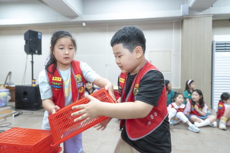 YTo1ODp7czo4OiJGaWxlTmFtZSI7czo0MDoiZTkxMzMyNTktNDM2MS00ZGQzLTlhMGYtODc5ZjBmYzc5NDAxLmpwZyI7czoxMjoiRmlsZURhdGVUaW1lIjtpOjE3NTA0ODMyMzE7czo4OiJGaWxlU2l6ZSI7aToxMjU4OTUyO3M6ODoiRmlsZVR5cGUiO2k6MjtzOjg6Ik1pbWVUeXBlIjtzOjEwOiJpbWFnZS9qcGVnIjtzOjEzOiJTZWN0aW9uc0ZvdW5kIjtzOjMwOiJBTllfVEFHLCBJRkQwLCBUSFVNQk5BSUwsIEVYSUYiO3M6ODoiQ09NUFVURUQiO2E6OTp7czo0OiJodG1sIjtzOjI2OiJ3aWR0aD0iMTc1MiIgaGVpZ2h0PSIxMTY4IiI7czo2OiJIZWlnaHQiO2k6MTE2ODtzOjU6IldpZHRoIjtpOjE3NTI7czo3OiJJc0NvbG9yIjtpOjE7czoxNzoiQnl0ZU9yZGVyTW90b3JvbGEiO2k6MDtzOjE1OiJBcGVydHVyZUZOdW1iZXIiO3M6NToiZi8yLjgiO3M6OToiQ29weXJpZ2h0IjtzOjQ6IllBQkMiO3M6MTg6IlRodW1ibmFpbC5GaWxlVHlwZSI7aToyO3M6MTg6IlRodW1ibmFpbC5NaW1lVHlwZSI7czoxMDoiaW1hZ2UvanBlZyI7fXM6NDoiTWFrZSI7czo0OiJTT05ZIjtzOjU6Ik1vZGVsIjtzOjg6IklMQ0UtN000IjtzOjExOiJYUmVzb2x1dGlvbiI7czo1OiIyNDAvMSI7czoxMToiWVJlc29sdXRpb24iO3M6NToiMjQwLzEiO3M6MTQ6IlJlc29sdXRpb25Vbml0IjtpOjI7czo4OiJTb2Z0d2FyZSI7czo1MjoiQWRvYmUgUGhvdG9zaG9wIExpZ2h0cm9vbSBDbGFzc2ljIDE0LjMuMSAoTWFjaW50b3NoKSI7czo4OiJEYXRlVGltZSI7czoxOToiMjAyNTowNjoyMSAxNDoxNDozNSI7czo2OiJBcnRpc3QiO3M6NzoiWUFCQ19TRyI7czo5OiJDb3B5cmlnaHQiO3M6NDoiWUFCQyI7czoxNjoiRXhpZl9JRkRfUG9pbnRlciI7aToyNTQ7czo5OiJUSFVNQk5BSUwiO2E6Njp7czoxMToiQ29tcHJlc3Npb24iO2k6NjtzOjExOiJYUmVzb2x1dGlvbiI7czo0OiI3Mi8xIjtzOjExOiJZUmVzb2x1dGlvbiI7czo0OiI3Mi8xIjtzOjE0OiJSZXNvbHV0aW9uVW5pdCI7aToyO3M6MjE6IkpQRUdJbnRlcmNoYW5nZUZvcm1hdCI7aToxMDQwO3M6Mjc6IkpQRUdJbnRlcmNoYW5nZUZvcm1hdExlbmd0aCI7aToxNjA4MDt9czoxMjoiRXhwb3N1cmVUaW1lIjtzOjU6IjEvMTI1IjtzOjc6IkZOdW1iZXIiO3M6NToiMjgvMTAiO3M6MTU6IkV4cG9zdXJlUHJvZ3JhbSI7aToxO3M6MTU6IklTT1NwZWVkUmF0aW5ncyI7aTozMjA7czoxOToiVW5kZWZpbmVkVGFnOjB4ODgzMCI7aToyO3M6MTk6IlVuZGVmaW5lZFRhZzoweDg4MzIiO2k6MzIwO3M6MTE6IkV4aWZWZXJzaW9uIjtzOjQ6IjAyMzIiO3M6MTY6IkRhdGVUaW1lT3JpZ2luYWwiO3M6MTk6IjIwMjU6MDY6MjEgMTA6NDY6MjIiO3M6MTc6IkRhdGVUaW1lRGlnaXRpemVkIjtzOjE5OiIyMDI1OjA2OjIxIDEwOjQ2OjIyIjtzOjE5OiJVbmRlZmluZWRUYWc6MHg5MDEwIjtzOjY6IiswOTowMCI7czoxOToiVW5kZWZpbmVkVGFnOjB4OTAxMSI7czo2OiIrMDk6MDAiO3M6MTk6IlVuZGVmaW5lZFRhZzoweDkwMTIiO3M6NjoiKzA5OjAwIjtzOjE3OiJTaHV0dGVyU3BlZWRWYWx1ZSI7czoxNToiNjk2NTc4NC8xMDAwMDAwIjtzOjEzOiJBcGVydHVyZVZhbHVlIjtzOjE1OiIyOTcwODU0LzEwMDAwMDAiO3M6MTU6IkJyaWdodG5lc3NWYWx1ZSI7czo5OiI2MjA0LzI1NjAiO3M6MTc6IkV4cG9zdXJlQmlhc1ZhbHVlIjtzOjQ6IjAvMTAiO3M6MTY6Ik1heEFwZXJ0dXJlVmFsdWUiO3M6NzoiNzYwLzI1NiI7czoxMjoiTWV0ZXJpbmdNb2RlIjtpOjU7czoxMToiTGlnaHRTb3VyY2UiO2k6MDtzOjU6IkZsYXNoIjtpOjEzO3M6MTE6IkZvY2FsTGVuZ3RoIjtzOjY6IjI0MC8xMCI7czoxODoiU3ViU2VjVGltZU9yaWdpbmFsIjtzOjM6IjU4MyI7czoxOToiU3ViU2VjVGltZURpZ2l0aXplZCI7czozOiI1ODMiO3M6MTA6IkNvbG9yU3BhY2UiO2k6NjU1MzU7czoyMToiRm9jYWxQbGFuZVhSZXNvbHV0aW9uIjtzOjE0OiI2NDQ0OTMzOS8zMjc2OCI7czoyMToiRm9jYWxQbGFuZVlSZXNvbHV0aW9uIjtzOjE0OiI2NDQ0OTMzOS8zMjc2OCI7czoyNDoiRm9jYWxQbGFuZVJlc29sdXRpb25Vbml0IjtpOjM7czoxMDoiRmlsZVNvdXJjZSI7czoxOiIDIjtzOjk6IlNjZW5lVHlwZSI7czoxOiIBIjtzOjE0OiJDdXN0b21SZW5kZXJlZCI7aTowO3M6MTI6IkV4cG9zdXJlTW9kZSI7aToxO3M6MTI6IldoaXRlQmFsYW5jZSI7aToxO3M6MTY6IkRpZ2l0YWxab29tUmF0aW8iO3M6NToiMTYvMTYiO3M6MjE6IkZvY2FsTGVuZ3RoSW4zNW1tRmlsbSI7aToyNDtzOjE2OiJTY2VuZUNhcHR1cmVUeXBlIjtpOjA7czo4OiJDb250cmFzdCI7aTowO3M6MTA6IlNhdHVyYXRpb24iO2k6MDtzOjk6IlNoYXJwbmVzcyI7aTowO3M6MTk6IlVuZGVmaW5lZFRhZzoweEE0MzIiO2E6NDp7aTowO3M6NjoiMjQwLzEwIjtpOjE7czo2OiI3MDAvMTAiO2k6MjtzOjU6IjI4LzEwIjtpOjM7czo1OiIyOC8xMCI7fXM6MTk6IlVuZGVmaW5lZFRhZzoweEE0MzQiO3M6MjE6IkZFIDI0LTcwbW0gRjIuOCBHTSBJSSI7fQ==