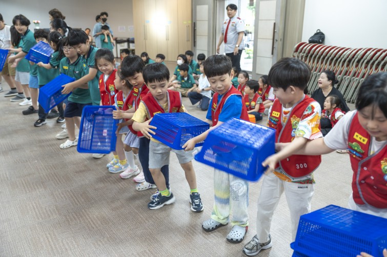 YTo1ODp7czo4OiJGaWxlTmFtZSI7czo0MDoiZWFmNzEzOTktMWEyYi00YzA1LTk5NTYtNGEzNzE4MjAzYzdmLmpwZyI7czoxMjoiRmlsZURhdGVUaW1lIjtpOjE3NTA0ODMyMzE7czo4OiJGaWxlU2l6ZSI7aToxNzIwMDcxO3M6ODoiRmlsZVR5cGUiO2k6MjtzOjg6Ik1pbWVUeXBlIjtzOjEwOiJpbWFnZS9qcGVnIjtzOjEzOiJTZWN0aW9uc0ZvdW5kIjtzOjMwOiJBTllfVEFHLCBJRkQwLCBUSFVNQk5BSUwsIEVYSUYiO3M6ODoiQ09NUFVURUQiO2E6OTp7czo0OiJodG1sIjtzOjI2OiJ3aWR0aD0iMTc1MiIgaGVpZ2h0PSIxMTY4IiI7czo2OiJIZWlnaHQiO2k6MTE2ODtzOjU6IldpZHRoIjtpOjE3NTI7czo3OiJJc0NvbG9yIjtpOjE7czoxNzoiQnl0ZU9yZGVyTW90b3JvbGEiO2k6MDtzOjE1OiJBcGVydHVyZUZOdW1iZXIiO3M6NToiZi8yLjgiO3M6OToiQ29weXJpZ2h0IjtzOjQ6IllBQkMiO3M6MTg6IlRodW1ibmFpbC5GaWxlVHlwZSI7aToyO3M6MTg6IlRodW1ibmFpbC5NaW1lVHlwZSI7czoxMDoiaW1hZ2UvanBlZyI7fXM6NDoiTWFrZSI7czo0OiJTT05ZIjtzOjU6Ik1vZGVsIjtzOjg6IklMQ0UtN000IjtzOjExOiJYUmVzb2x1dGlvbiI7czo1OiIyNDAvMSI7czoxMToiWVJlc29sdXRpb24iO3M6NToiMjQwLzEiO3M6MTQ6IlJlc29sdXRpb25Vbml0IjtpOjI7czo4OiJTb2Z0d2FyZSI7czo1MjoiQWRvYmUgUGhvdG9zaG9wIExpZ2h0cm9vbSBDbGFzc2ljIDE0LjMuMSAoTWFjaW50b3NoKSI7czo4OiJEYXRlVGltZSI7czoxOToiMjAyNTowNjoyMSAxNDoxNDozNCI7czo2OiJBcnRpc3QiO3M6NzoiWUFCQ19TRyI7czo5OiJDb3B5cmlnaHQiO3M6NDoiWUFCQyI7czoxNjoiRXhpZl9JRkRfUG9pbnRlciI7aToyNTQ7czo5OiJUSFVNQk5BSUwiO2E6Njp7czoxMToiQ29tcHJlc3Npb24iO2k6NjtzOjExOiJYUmVzb2x1dGlvbiI7czo0OiI3Mi8xIjtzOjExOiJZUmVzb2x1dGlvbiI7czo0OiI3Mi8xIjtzOjE0OiJSZXNvbHV0aW9uVW5pdCI7aToyO3M6MjE6IkpQRUdJbnRlcmNoYW5nZUZvcm1hdCI7aToxMDQwO3M6Mjc6IkpQRUdJbnRlcmNoYW5nZUZvcm1hdExlbmd0aCI7aToyMDM4OTt9czoxMjoiRXhwb3N1cmVUaW1lIjtzOjQ6IjEvNjAiO3M6NzoiRk51bWJlciI7czo1OiIyOC8xMCI7czoxNToiRXhwb3N1cmVQcm9ncmFtIjtpOjE7czoxNToiSVNPU3BlZWRSYXRpbmdzIjtpOjMyMDtzOjE5OiJVbmRlZmluZWRUYWc6MHg4ODMwIjtpOjI7czoxOToiVW5kZWZpbmVkVGFnOjB4ODgzMiI7aTozMjA7czoxMToiRXhpZlZlcnNpb24iO3M6NDoiMDIzMiI7czoxNjoiRGF0ZVRpbWVPcmlnaW5hbCI7czoxOToiMjAyNTowNjoyMSAxMDo0NjowNyI7czoxNzoiRGF0ZVRpbWVEaWdpdGl6ZWQiO3M6MTk6IjIwMjU6MDY6MjEgMTA6NDY6MDciO3M6MTk6IlVuZGVmaW5lZFRhZzoweDkwMTAiO3M6NjoiKzA5OjAwIjtzOjE5OiJVbmRlZmluZWRUYWc6MHg5MDExIjtzOjY6IiswOTowMCI7czoxOToiVW5kZWZpbmVkVGFnOjB4OTAxMiI7czo2OiIrMDk6MDAiO3M6MTc6IlNodXR0ZXJTcGVlZFZhbHVlIjtzOjE1OiI1OTA2ODkxLzEwMDAwMDAiO3M6MTM6IkFwZXJ0dXJlVmFsdWUiO3M6MTU6IjI5NzA4NTQvMTAwMDAwMCI7czoxNToiQnJpZ2h0bmVzc1ZhbHVlIjtzOjk6IjU5NTQvMjU2MCI7czoxNzoiRXhwb3N1cmVCaWFzVmFsdWUiO3M6NDoiMC8xMCI7czoxNjoiTWF4QXBlcnR1cmVWYWx1ZSI7czo3OiI3NjAvMjU2IjtzOjEyOiJNZXRlcmluZ01vZGUiO2k6NTtzOjExOiJMaWdodFNvdXJjZSI7aTowO3M6NToiRmxhc2giO2k6MTM7czoxMToiRm9jYWxMZW5ndGgiO3M6NjoiMzEwLzEwIjtzOjE4OiJTdWJTZWNUaW1lT3JpZ2luYWwiO3M6MzoiNTI1IjtzOjE5OiJTdWJTZWNUaW1lRGlnaXRpemVkIjtzOjM6IjUyNSI7czoxMDoiQ29sb3JTcGFjZSI7aTo2NTUzNTtzOjIxOiJGb2NhbFBsYW5lWFJlc29sdXRpb24iO3M6MTQ6IjY0NDQ5MzM5LzMyNzY4IjtzOjIxOiJGb2NhbFBsYW5lWVJlc29sdXRpb24iO3M6MTQ6IjY0NDQ5MzM5LzMyNzY4IjtzOjI0OiJGb2NhbFBsYW5lUmVzb2x1dGlvblVuaXQiO2k6MztzOjEwOiJGaWxlU291cmNlIjtzOjE6IgMiO3M6OToiU2NlbmVUeXBlIjtzOjE6IgEiO3M6MTQ6IkN1c3RvbVJlbmRlcmVkIjtpOjA7czoxMjoiRXhwb3N1cmVNb2RlIjtpOjE7czoxMjoiV2hpdGVCYWxhbmNlIjtpOjE7czoxNjoiRGlnaXRhbFpvb21SYXRpbyI7czo1OiIxNi8xNiI7czoyMToiRm9jYWxMZW5ndGhJbjM1bW1GaWxtIjtpOjMxO3M6MTY6IlNjZW5lQ2FwdHVyZVR5cGUiO2k6MDtzOjg6IkNvbnRyYXN0IjtpOjA7czoxMDoiU2F0dXJhdGlvbiI7aTowO3M6OToiU2hhcnBuZXNzIjtpOjA7czoxOToiVW5kZWZpbmVkVGFnOjB4QTQzMiI7YTo0OntpOjA7czo2OiIyNDAvMTAiO2k6MTtzOjY6IjcwMC8xMCI7aToyO3M6NToiMjgvMTAiO2k6MztzOjU6IjI4LzEwIjt9czoxOToiVW5kZWZpbmVkVGFnOjB4QTQzNCI7czoyMToiRkUgMjQtNzBtbSBGMi44IEdNIElJIjt9