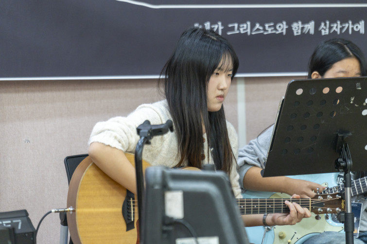 YTo1ODp7czo4OiJGaWxlTmFtZSI7czo0MDoiZWJhNmM1MmUtZDYwZC00OGI2LWFhZDMtOWZiOWIxODI2MDBjLmpwZyI7czoxMjoiRmlsZURhdGVUaW1lIjtpOjE3NzA3MDQyNDg7czo4OiJGaWxlU2l6ZSI7aToxMzM4NzMyO3M6ODoiRmlsZVR5cGUiO2k6MjtzOjg6Ik1pbWVUeXBlIjtzOjEwOiJpbWFnZS9qcGVnIjtzOjEzOiJTZWN0aW9uc0ZvdW5kIjtzOjMwOiJBTllfVEFHLCBJRkQwLCBUSFVNQk5BSUwsIEVYSUYiO3M6ODoiQ09NUFVURUQiO2E6OTp7czo0OiJodG1sIjtzOjI2OiJ3aWR0aD0iMTc1MiIgaGVpZ2h0PSIxMTY4IiI7czo2OiJIZWlnaHQiO2k6MTE2ODtzOjU6IldpZHRoIjtpOjE3NTI7czo3OiJJc0NvbG9yIjtpOjE7czoxNzoiQnl0ZU9yZGVyTW90b3JvbGEiO2k6MDtzOjE1OiJBcGVydHVyZUZOdW1iZXIiO3M6NToiZi80LjAiO3M6OToiQ29weXJpZ2h0IjtzOjQ6IllBQkMiO3M6MTg6IlRodW1ibmFpbC5GaWxlVHlwZSI7aToyO3M6MTg6IlRodW1ibmFpbC5NaW1lVHlwZSI7czoxMDoiaW1hZ2UvanBlZyI7fXM6NDoiTWFrZSI7czo0OiJTT05ZIjtzOjU6Ik1vZGVsIjtzOjg6IklMQ0UtN000IjtzOjExOiJYUmVzb2x1dGlvbiI7czo1OiIyNDAvMSI7czoxMToiWVJlc29sdXRpb24iO3M6NToiMjQwLzEiO3M6MTQ6IlJlc29sdXRpb25Vbml0IjtpOjI7czo4OiJTb2Z0d2FyZSI7czo1MjoiQWRvYmUgUGhvdG9zaG9wIExpZ2h0cm9vbSBDbGFzc2ljIDE1LjEuMSAoTWFjaW50b3NoKSI7czo4OiJEYXRlVGltZSI7czoxOToiMjAyNjowMjoxMCAxNDo1MTo1MSI7czo2OiJBcnRpc3QiO3M6NzoiWUFCQ19TRyI7czo5OiJDb3B5cmlnaHQiO3M6NDoiWUFCQyI7czoxNjoiRXhpZl9JRkRfUG9pbnRlciI7aToyNTQ7czo5OiJUSFVNQk5BSUwiO2E6Njp7czoxMToiQ29tcHJlc3Npb24iO2k6NjtzOjExOiJYUmVzb2x1dGlvbiI7czo0OiI3Mi8xIjtzOjExOiJZUmVzb2x1dGlvbiI7czo0OiI3Mi8xIjtzOjE0OiJSZXNvbHV0aW9uVW5pdCI7aToyO3M6MjE6IkpQRUdJbnRlcmNoYW5nZUZvcm1hdCI7aToxMDQwO3M6Mjc6IkpQRUdJbnRlcmNoYW5nZUZvcm1hdExlbmd0aCI7aToxMjg5ODt9czoxMjoiRXhwb3N1cmVUaW1lIjtzOjU6IjEvMTAwIjtzOjc6IkZOdW1iZXIiO3M6MzoiNC8xIjtzOjE1OiJFeHBvc3VyZVByb2dyYW0iO2k6MTtzOjE1OiJJU09TcGVlZFJhdGluZ3MiO2k6ODAwO3M6MTk6IlVuZGVmaW5lZFRhZzoweDg4MzAiO2k6MjtzOjE5OiJVbmRlZmluZWRUYWc6MHg4ODMyIjtpOjgwMDtzOjExOiJFeGlmVmVyc2lvbiI7czo0OiIwMjMyIjtzOjE2OiJEYXRlVGltZU9yaWdpbmFsIjtzOjE5OiIyMDI2OjAyOjA4IDEwOjEzOjEyIjtzOjE3OiJEYXRlVGltZURpZ2l0aXplZCI7czoxOToiMjAyNjowMjowOCAxMDoxMzoxMiI7czoxOToiVW5kZWZpbmVkVGFnOjB4OTAxMCI7czo2OiIrMDk6MDAiO3M6MTk6IlVuZGVmaW5lZFRhZzoweDkwMTEiO3M6NjoiKzA5OjAwIjtzOjE5OiJVbmRlZmluZWRUYWc6MHg5MDEyIjtzOjY6IiswOTowMCI7czoxNzoiU2h1dHRlclNwZWVkVmFsdWUiO3M6MTU6IjY2NDM4NTYvMTAwMDAwMCI7czoxMzoiQXBlcnR1cmVWYWx1ZSI7czozOiI0LzEiO3M6MTU6IkJyaWdodG5lc3NWYWx1ZSI7czo5OiIxMzU0LzI1NjAiO3M6MTc6IkV4cG9zdXJlQmlhc1ZhbHVlIjtzOjQ6IjAvMTAiO3M6MTY6Ik1heEFwZXJ0dXJlVmFsdWUiO3M6ODoiMTAyNC8yNTYiO3M6MTI6Ik1ldGVyaW5nTW9kZSI7aTo1O3M6MTE6IkxpZ2h0U291cmNlIjtpOjA7czo1OiJGbGFzaCI7aToxNjtzOjExOiJGb2NhbExlbmd0aCI7czo3OiIyMDAwLzEwIjtzOjE4OiJTdWJTZWNUaW1lT3JpZ2luYWwiO3M6MzoiMjYwIjtzOjE5OiJTdWJTZWNUaW1lRGlnaXRpemVkIjtzOjM6IjI2MCI7czoxMDoiQ29sb3JTcGFjZSI7aTo2NTUzNTtzOjIxOiJGb2NhbFBsYW5lWFJlc29sdXRpb24iO3M6MTQ6IjY0NDQ5MzM5LzMyNzY4IjtzOjIxOiJGb2NhbFBsYW5lWVJlc29sdXRpb24iO3M6MTQ6IjY0NDQ5MzM5LzMyNzY4IjtzOjI0OiJGb2NhbFBsYW5lUmVzb2x1dGlvblVuaXQiO2k6MztzOjEwOiJGaWxlU291cmNlIjtzOjE6IgMiO3M6OToiU2NlbmVUeXBlIjtzOjE6IgEiO3M6MTQ6IkN1c3RvbVJlbmRlcmVkIjtpOjA7czoxMjoiRXhwb3N1cmVNb2RlIjtpOjE7czoxMjoiV2hpdGVCYWxhbmNlIjtpOjA7czoxNjoiRGlnaXRhbFpvb21SYXRpbyI7czo1OiIxNi8xNiI7czoyMToiRm9jYWxMZW5ndGhJbjM1bW1GaWxtIjtpOjIwMDtzOjE2OiJTY2VuZUNhcHR1cmVUeXBlIjtpOjA7czo4OiJDb250cmFzdCI7aToxO3M6MTA6IlNhdHVyYXRpb24iO2k6MTtzOjk6IlNoYXJwbmVzcyI7aTowO3M6MTk6IlVuZGVmaW5lZFRhZzoweEE0MzIiO2E6NDp7aTowO3M6NjoiNzAwLzEwIjtpOjE7czo3OiIyMDAwLzEwIjtpOjI7czo1OiI0MC8xMCI7aTozO3M6NToiNDAvMTAiO31zOjE5OiJVbmRlZmluZWRUYWc6MHhBNDM0IjtzOjIwOiJGRSA3MC0yMDBtbSBGNCBHIE9TUyI7fQ==