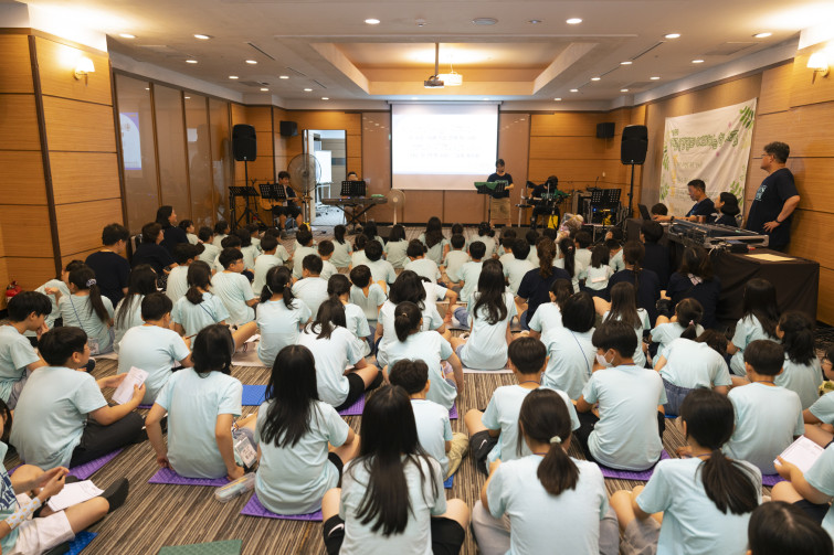 YTo1ODp7czo4OiJGaWxlTmFtZSI7czo0MDoiZWQ2NjMxOTktMDZlYy00ZWQyLTgzMzMtODc4ZDVhMGU3NmM4LmpwZyI7czoxMjoiRmlsZURhdGVUaW1lIjtpOjE3NTM3NjYxOTk7czo4OiJGaWxlU2l6ZSI7aToxNjExMzI1O3M6ODoiRmlsZVR5cGUiO2k6MjtzOjg6Ik1pbWVUeXBlIjtzOjEwOiJpbWFnZS9qcGVnIjtzOjEzOiJTZWN0aW9uc0ZvdW5kIjtzOjMwOiJBTllfVEFHLCBJRkQwLCBUSFVNQk5BSUwsIEVYSUYiO3M6ODoiQ09NUFVURUQiO2E6OTp7czo0OiJodG1sIjtzOjI2OiJ3aWR0aD0iMTc1MiIgaGVpZ2h0PSIxMTY4IiI7czo2OiJIZWlnaHQiO2k6MTE2ODtzOjU6IldpZHRoIjtpOjE3NTI7czo3OiJJc0NvbG9yIjtpOjE7czoxNzoiQnl0ZU9yZGVyTW90b3JvbGEiO2k6MDtzOjE1OiJBcGVydHVyZUZOdW1iZXIiO3M6NToiZi8yLjgiO3M6OToiQ29weXJpZ2h0IjtzOjQ6IllBQkMiO3M6MTg6IlRodW1ibmFpbC5GaWxlVHlwZSI7aToyO3M6MTg6IlRodW1ibmFpbC5NaW1lVHlwZSI7czoxMDoiaW1hZ2UvanBlZyI7fXM6NDoiTWFrZSI7czo0OiJTT05ZIjtzOjU6Ik1vZGVsIjtzOjg6IklMQ0UtN000IjtzOjExOiJYUmVzb2x1dGlvbiI7czo1OiIyNDAvMSI7czoxMToiWVJlc29sdXRpb24iO3M6NToiMjQwLzEiO3M6MTQ6IlJlc29sdXRpb25Vbml0IjtpOjI7czo4OiJTb2Z0d2FyZSI7czo1MDoiQWRvYmUgUGhvdG9zaG9wIExpZ2h0cm9vbSBDbGFzc2ljIDE0LjQgKE1hY2ludG9zaCkiO3M6ODoiRGF0ZVRpbWUiO3M6MTk6IjIwMjU6MDc6MjkgMTQ6MTE6NDMiO3M6NjoiQXJ0aXN0IjtzOjc6IllBQkNfU0ciO3M6OToiQ29weXJpZ2h0IjtzOjQ6IllBQkMiO3M6MTY6IkV4aWZfSUZEX1BvaW50ZXIiO2k6MjUyO3M6OToiVEhVTUJOQUlMIjthOjY6e3M6MTE6IkNvbXByZXNzaW9uIjtpOjY7czoxMToiWFJlc29sdXRpb24iO3M6NDoiNzIvMSI7czoxMToiWVJlc29sdXRpb24iO3M6NDoiNzIvMSI7czoxNDoiUmVzb2x1dGlvblVuaXQiO2k6MjtzOjIxOiJKUEVHSW50ZXJjaGFuZ2VGb3JtYXQiO2k6MTAzODtzOjI3OiJKUEVHSW50ZXJjaGFuZ2VGb3JtYXRMZW5ndGgiO2k6MjIzMDI7fXM6MTI6IkV4cG9zdXJlVGltZSI7czo0OiIxLzYwIjtzOjc6IkZOdW1iZXIiO3M6NToiMjgvMTAiO3M6MTU6IkV4cG9zdXJlUHJvZ3JhbSI7aToxO3M6MTU6IklTT1NwZWVkUmF0aW5ncyI7aTo0MDA7czoxOToiVW5kZWZpbmVkVGFnOjB4ODgzMCI7aToyO3M6MTk6IlVuZGVmaW5lZFRhZzoweDg4MzIiO2k6NDAwO3M6MTE6IkV4aWZWZXJzaW9uIjtzOjQ6IjAyMzIiO3M6MTY6IkRhdGVUaW1lT3JpZ2luYWwiO3M6MTk6IjIwMjU6MDc6MjYgMTk6MDk6MjQiO3M6MTc6IkRhdGVUaW1lRGlnaXRpemVkIjtzOjE5OiIyMDI1OjA3OjI2IDE5OjA5OjI0IjtzOjE5OiJVbmRlZmluZWRUYWc6MHg5MDEwIjtzOjY6IiswOTowMCI7czoxOToiVW5kZWZpbmVkVGFnOjB4OTAxMSI7czo2OiIrMDk6MDAiO3M6MTk6IlVuZGVmaW5lZFRhZzoweDkwMTIiO3M6NjoiKzA5OjAwIjtzOjE3OiJTaHV0dGVyU3BlZWRWYWx1ZSI7czoxNToiNTkwNjg5MS8xMDAwMDAwIjtzOjEzOiJBcGVydHVyZVZhbHVlIjtzOjE1OiIyOTcwODU0LzEwMDAwMDAiO3M6MTU6IkJyaWdodG5lc3NWYWx1ZSI7czo5OiIzNzI0LzI1NjAiO3M6MTc6IkV4cG9zdXJlQmlhc1ZhbHVlIjtzOjQ6IjAvMTAiO3M6MTY6Ik1heEFwZXJ0dXJlVmFsdWUiO3M6NzoiNzYwLzI1NiI7czoxMjoiTWV0ZXJpbmdNb2RlIjtpOjU7czoxMToiTGlnaHRTb3VyY2UiO2k6MDtzOjU6IkZsYXNoIjtpOjEzO3M6MTE6IkZvY2FsTGVuZ3RoIjtzOjY6IjI0MC8xMCI7czoxODoiU3ViU2VjVGltZU9yaWdpbmFsIjtzOjM6IjUxNiI7czoxOToiU3ViU2VjVGltZURpZ2l0aXplZCI7czozOiI1MTYiO3M6MTA6IkNvbG9yU3BhY2UiO2k6NjU1MzU7czoyMToiRm9jYWxQbGFuZVhSZXNvbHV0aW9uIjtzOjE0OiI2NDQ0OTMzOS8zMjc2OCI7czoyMToiRm9jYWxQbGFuZVlSZXNvbHV0aW9uIjtzOjE0OiI2NDQ0OTMzOS8zMjc2OCI7czoyNDoiRm9jYWxQbGFuZVJlc29sdXRpb25Vbml0IjtpOjM7czoxMDoiRmlsZVNvdXJjZSI7czoxOiIDIjtzOjk6IlNjZW5lVHlwZSI7czoxOiIBIjtzOjE0OiJDdXN0b21SZW5kZXJlZCI7aTowO3M6MTI6IkV4cG9zdXJlTW9kZSI7aToxO3M6MTI6IldoaXRlQmFsYW5jZSI7aToxO3M6MTY6IkRpZ2l0YWxab29tUmF0aW8iO3M6NToiMTYvMTYiO3M6MjE6IkZvY2FsTGVuZ3RoSW4zNW1tRmlsbSI7aToyNDtzOjE2OiJTY2VuZUNhcHR1cmVUeXBlIjtpOjA7czo4OiJDb250cmFzdCI7aTowO3M6MTA6IlNhdHVyYXRpb24iO2k6MDtzOjk6IlNoYXJwbmVzcyI7aTowO3M6MTk6IlVuZGVmaW5lZFRhZzoweEE0MzIiO2E6NDp7aTowO3M6NjoiMjQwLzEwIjtpOjE7czo2OiI3MDAvMTAiO2k6MjtzOjU6IjI4LzEwIjtpOjM7czo1OiIyOC8xMCI7fXM6MTk6IlVuZGVmaW5lZFRhZzoweEE0MzQiO3M6MjE6IkZFIDI0LTcwbW0gRjIuOCBHTSBJSSI7fQ==