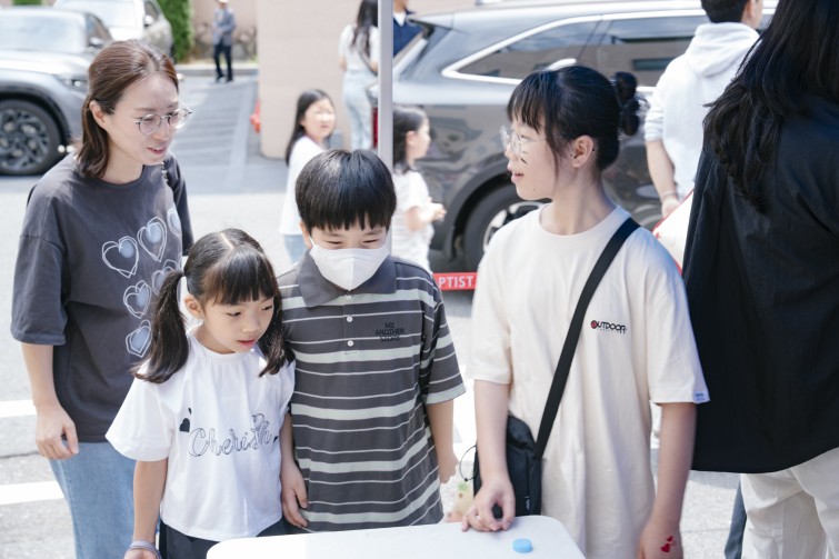 YTo1ODp7czo4OiJGaWxlTmFtZSI7czo0MDoiZjBhNTMxZTktYjUxOC00MDY1LThlNDUtYTE2OTRhMDlhN2UxLmpwZyI7czoxMjoiRmlsZURhdGVUaW1lIjtpOjE3NDkzNjkxNDg7czo4OiJGaWxlU2l6ZSI7aToxMTA3NzI3O3M6ODoiRmlsZVR5cGUiO2k6MjtzOjg6Ik1pbWVUeXBlIjtzOjEwOiJpbWFnZS9qcGVnIjtzOjEzOiJTZWN0aW9uc0ZvdW5kIjtzOjMwOiJBTllfVEFHLCBJRkQwLCBUSFVNQk5BSUwsIEVYSUYiO3M6ODoiQ09NUFVURUQiO2E6OTp7czo0OiJodG1sIjtzOjI2OiJ3aWR0aD0iMTc1MiIgaGVpZ2h0PSIxMTY4IiI7czo2OiJIZWlnaHQiO2k6MTE2ODtzOjU6IldpZHRoIjtpOjE3NTI7czo3OiJJc0NvbG9yIjtpOjE7czoxNzoiQnl0ZU9yZGVyTW90b3JvbGEiO2k6MDtzOjE1OiJBcGVydHVyZUZOdW1iZXIiO3M6NToiZi81LjAiO3M6OToiQ29weXJpZ2h0IjtzOjQ6IllBQkMiO3M6MTg6IlRodW1ibmFpbC5GaWxlVHlwZSI7aToyO3M6MTg6IlRodW1ibmFpbC5NaW1lVHlwZSI7czoxMDoiaW1hZ2UvanBlZyI7fXM6NDoiTWFrZSI7czo0OiJTT05ZIjtzOjU6Ik1vZGVsIjtzOjg6IklMQ0UtN000IjtzOjExOiJYUmVzb2x1dGlvbiI7czo1OiIyNDAvMSI7czoxMToiWVJlc29sdXRpb24iO3M6NToiMjQwLzEiO3M6MTQ6IlJlc29sdXRpb25Vbml0IjtpOjI7czo4OiJTb2Z0d2FyZSI7czo1MjoiQWRvYmUgUGhvdG9zaG9wIExpZ2h0cm9vbSBDbGFzc2ljIDE0LjMuMSAoTWFjaW50b3NoKSI7czo4OiJEYXRlVGltZSI7czoxOToiMjAyNTowNjowOCAxMzo1OTo1NiI7czo2OiJBcnRpc3QiO3M6NzoiWUFCQ19TRyI7czo5OiJDb3B5cmlnaHQiO3M6NDoiWUFCQyI7czoxNjoiRXhpZl9JRkRfUG9pbnRlciI7aToyNTQ7czo5OiJUSFVNQk5BSUwiO2E6Njp7czoxMToiQ29tcHJlc3Npb24iO2k6NjtzOjExOiJYUmVzb2x1dGlvbiI7czo0OiI3Mi8xIjtzOjExOiJZUmVzb2x1dGlvbiI7czo0OiI3Mi8xIjtzOjE0OiJSZXNvbHV0aW9uVW5pdCI7aToyO3M6MjE6IkpQRUdJbnRlcmNoYW5nZUZvcm1hdCI7aToxMDQwO3M6Mjc6IkpQRUdJbnRlcmNoYW5nZUZvcm1hdExlbmd0aCI7aToxNjcxMTt9czoxMjoiRXhwb3N1cmVUaW1lIjtzOjQ6IjEvNjAiO3M6NzoiRk51bWJlciI7czozOiI1LzEiO3M6MTU6IkV4cG9zdXJlUHJvZ3JhbSI7aToxO3M6MTU6IklTT1NwZWVkUmF0aW5ncyI7aToyMDA7czoxOToiVW5kZWZpbmVkVGFnOjB4ODgzMCI7aToyO3M6MTk6IlVuZGVmaW5lZFRhZzoweDg4MzIiO2k6MjAwO3M6MTE6IkV4aWZWZXJzaW9uIjtzOjQ6IjAyMzIiO3M6MTY6IkRhdGVUaW1lT3JpZ2luYWwiO3M6MTk6IjIwMjU6MDY6MDggMTI6NDI6MzIiO3M6MTc6IkRhdGVUaW1lRGlnaXRpemVkIjtzOjE5OiIyMDI1OjA2OjA4IDEyOjQyOjMyIjtzOjE5OiJVbmRlZmluZWRUYWc6MHg5MDEwIjtzOjY6IiswOTowMCI7czoxOToiVW5kZWZpbmVkVGFnOjB4OTAxMSI7czo2OiIrMDk6MDAiO3M6MTk6IlVuZGVmaW5lZFRhZzoweDkwMTIiO3M6NjoiKzA5OjAwIjtzOjE3OiJTaHV0dGVyU3BlZWRWYWx1ZSI7czoxNToiNTkwNjg5MS8xMDAwMDAwIjtzOjEzOiJBcGVydHVyZVZhbHVlIjtzOjE1OiI0NjQzODU2LzEwMDAwMDAiO3M6MTU6IkJyaWdodG5lc3NWYWx1ZSI7czoxMDoiMTk4NjQvMjU2MCI7czoxNzoiRXhwb3N1cmVCaWFzVmFsdWUiO3M6NDoiMC8xMCI7czoxNjoiTWF4QXBlcnR1cmVWYWx1ZSI7czo3OiI3NjAvMjU2IjtzOjEyOiJNZXRlcmluZ01vZGUiO2k6NTtzOjExOiJMaWdodFNvdXJjZSI7aTowO3M6NToiRmxhc2giO2k6MTM7czoxMToiRm9jYWxMZW5ndGgiO3M6NjoiNDgwLzEwIjtzOjE4OiJTdWJTZWNUaW1lT3JpZ2luYWwiO3M6MzoiMjQ5IjtzOjE5OiJTdWJTZWNUaW1lRGlnaXRpemVkIjtzOjM6IjI0OSI7czoxMDoiQ29sb3JTcGFjZSI7aTo2NTUzNTtzOjIxOiJGb2NhbFBsYW5lWFJlc29sdXRpb24iO3M6MTQ6IjY0NDQ5MzM5LzMyNzY4IjtzOjIxOiJGb2NhbFBsYW5lWVJlc29sdXRpb24iO3M6MTQ6IjY0NDQ5MzM5LzMyNzY4IjtzOjI0OiJGb2NhbFBsYW5lUmVzb2x1dGlvblVuaXQiO2k6MztzOjEwOiJGaWxlU291cmNlIjtzOjE6IgMiO3M6OToiU2NlbmVUeXBlIjtzOjE6IgEiO3M6MTQ6IkN1c3RvbVJlbmRlcmVkIjtpOjA7czoxMjoiRXhwb3N1cmVNb2RlIjtpOjE7czoxMjoiV2hpdGVCYWxhbmNlIjtpOjE7czoxNjoiRGlnaXRhbFpvb21SYXRpbyI7czo1OiIxNi8xNiI7czoyMToiRm9jYWxMZW5ndGhJbjM1bW1GaWxtIjtpOjQ4O3M6MTY6IlNjZW5lQ2FwdHVyZVR5cGUiO2k6MDtzOjg6IkNvbnRyYXN0IjtpOjA7czoxMDoiU2F0dXJhdGlvbiI7aTowO3M6OToiU2hhcnBuZXNzIjtpOjA7czoxOToiVW5kZWZpbmVkVGFnOjB4QTQzMiI7YTo0OntpOjA7czo2OiIyNDAvMTAiO2k6MTtzOjY6IjcwMC8xMCI7aToyO3M6NToiMjgvMTAiO2k6MztzOjU6IjI4LzEwIjt9czoxOToiVW5kZWZpbmVkVGFnOjB4QTQzNCI7czoyMToiRkUgMjQtNzBtbSBGMi44IEdNIElJIjt9