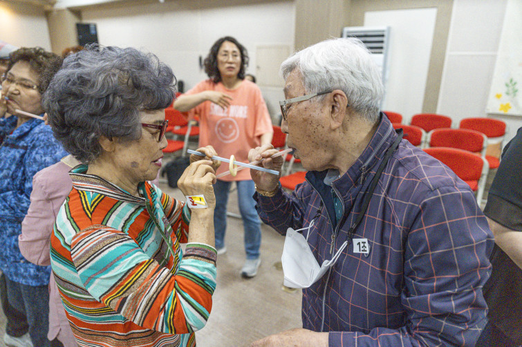 YTo1ODp7czo4OiJGaWxlTmFtZSI7czo0MDoiZjFlMGVjNzYtMTYzMi00OTIyLWI5MGYtYmM5OTE1NzdjOWE1LmpwZyI7czoxMjoiRmlsZURhdGVUaW1lIjtpOjE3NDg1ODU1MTc7czo4OiJGaWxlU2l6ZSI7aTozNDQ4MDc5O3M6ODoiRmlsZVR5cGUiO2k6MjtzOjg6Ik1pbWVUeXBlIjtzOjEwOiJpbWFnZS9qcGVnIjtzOjEzOiJTZWN0aW9uc0ZvdW5kIjtzOjMwOiJBTllfVEFHLCBJRkQwLCBUSFVNQk5BSUwsIEVYSUYiO3M6ODoiQ09NUFVURUQiO2E6OTp7czo0OiJodG1sIjtzOjI2OiJ3aWR0aD0iMTc1MiIgaGVpZ2h0PSIxMTY4IiI7czo2OiJIZWlnaHQiO2k6MTE2ODtzOjU6IldpZHRoIjtpOjE3NTI7czo3OiJJc0NvbG9yIjtpOjE7czoxNzoiQnl0ZU9yZGVyTW90b3JvbGEiO2k6MDtzOjE1OiJBcGVydHVyZUZOdW1iZXIiO3M6NToiZi8yLjgiO3M6OToiQ29weXJpZ2h0IjtzOjQ6IllBQkMiO3M6MTg6IlRodW1ibmFpbC5GaWxlVHlwZSI7aToyO3M6MTg6IlRodW1ibmFpbC5NaW1lVHlwZSI7czoxMDoiaW1hZ2UvanBlZyI7fXM6NDoiTWFrZSI7czo0OiJTT05ZIjtzOjU6Ik1vZGVsIjtzOjg6IklMQ0UtN000IjtzOjExOiJYUmVzb2x1dGlvbiI7czo1OiIyNDAvMSI7czoxMToiWVJlc29sdXRpb24iO3M6NToiMjQwLzEiO3M6MTQ6IlJlc29sdXRpb25Vbml0IjtpOjI7czo4OiJTb2Z0d2FyZSI7czo1MjoiQWRvYmUgUGhvdG9zaG9wIExpZ2h0cm9vbSBDbGFzc2ljIDE0LjMuMSAoTWFjaW50b3NoKSI7czo4OiJEYXRlVGltZSI7czoxOToiMjAyNTowNTozMCAxNTowODo1NyI7czo2OiJBcnRpc3QiO3M6NzoiWUFCQ19TRyI7czo5OiJDb3B5cmlnaHQiO3M6NDoiWUFCQyI7czoxNjoiRXhpZl9JRkRfUG9pbnRlciI7aToyNTQ7czo5OiJUSFVNQk5BSUwiO2E6Njp7czoxMToiQ29tcHJlc3Npb24iO2k6NjtzOjExOiJYUmVzb2x1dGlvbiI7czo0OiI3Mi8xIjtzOjExOiJZUmVzb2x1dGlvbiI7czo0OiI3Mi8xIjtzOjE0OiJSZXNvbHV0aW9uVW5pdCI7aToyO3M6MjE6IkpQRUdJbnRlcmNoYW5nZUZvcm1hdCI7aToxMDQwO3M6Mjc6IkpQRUdJbnRlcmNoYW5nZUZvcm1hdExlbmd0aCI7aToyMTAwOTt9czoxMjoiRXhwb3N1cmVUaW1lIjtzOjY6IjEvMTAwMCI7czo3OiJGTnVtYmVyIjtzOjU6IjI4LzEwIjtzOjE1OiJFeHBvc3VyZVByb2dyYW0iO2k6MTtzOjE1OiJJU09TcGVlZFJhdGluZ3MiO2k6MjAwMDtzOjE5OiJVbmRlZmluZWRUYWc6MHg4ODMwIjtpOjI7czoxOToiVW5kZWZpbmVkVGFnOjB4ODgzMiI7aToyMDAwO3M6MTE6IkV4aWZWZXJzaW9uIjtzOjQ6IjAyMzIiO3M6MTY6IkRhdGVUaW1lT3JpZ2luYWwiO3M6MTk6IjIwMjU6MDU6MzAgMTE6NTQ6MTEiO3M6MTc6IkRhdGVUaW1lRGlnaXRpemVkIjtzOjE5OiIyMDI1OjA1OjMwIDExOjU0OjExIjtzOjE5OiJVbmRlZmluZWRUYWc6MHg5MDEwIjtzOjY6IiswOTowMCI7czoxOToiVW5kZWZpbmVkVGFnOjB4OTAxMSI7czo2OiIrMDk6MDAiO3M6MTk6IlVuZGVmaW5lZFRhZzoweDkwMTIiO3M6NjoiKzA5OjAwIjtzOjE3OiJTaHV0dGVyU3BlZWRWYWx1ZSI7czoxNToiOTk2NTc4NC8xMDAwMDAwIjtzOjEzOiJBcGVydHVyZVZhbHVlIjtzOjE1OiIyOTcwODU0LzEwMDAwMDAiO3M6MTU6IkJyaWdodG5lc3NWYWx1ZSI7czo5OiI1MDY0LzI1NjAiO3M6MTc6IkV4cG9zdXJlQmlhc1ZhbHVlIjtzOjQ6IjAvMTAiO3M6MTY6Ik1heEFwZXJ0dXJlVmFsdWUiO3M6NzoiNzYwLzI1NiI7czoxMjoiTWV0ZXJpbmdNb2RlIjtpOjU7czoxMToiTGlnaHRTb3VyY2UiO2k6MDtzOjU6IkZsYXNoIjtpOjE2O3M6MTE6IkZvY2FsTGVuZ3RoIjtzOjY6IjI0MC8xMCI7czoxODoiU3ViU2VjVGltZU9yaWdpbmFsIjtzOjM6IjQ3NyI7czoxOToiU3ViU2VjVGltZURpZ2l0aXplZCI7czozOiI0NzciO3M6MTA6IkNvbG9yU3BhY2UiO2k6NjU1MzU7czoyMToiRm9jYWxQbGFuZVhSZXNvbHV0aW9uIjtzOjE0OiI2NDQ0OTMzOS8zMjc2OCI7czoyMToiRm9jYWxQbGFuZVlSZXNvbHV0aW9uIjtzOjE0OiI2NDQ0OTMzOS8zMjc2OCI7czoyNDoiRm9jYWxQbGFuZVJlc29sdXRpb25Vbml0IjtpOjM7czoxMDoiRmlsZVNvdXJjZSI7czoxOiIDIjtzOjk6IlNjZW5lVHlwZSI7czoxOiIBIjtzOjE0OiJDdXN0b21SZW5kZXJlZCI7aTowO3M6MTI6IkV4cG9zdXJlTW9kZSI7aToxO3M6MTI6IldoaXRlQmFsYW5jZSI7aToxO3M6MTY6IkRpZ2l0YWxab29tUmF0aW8iO3M6NToiMTYvMTYiO3M6MjE6IkZvY2FsTGVuZ3RoSW4zNW1tRmlsbSI7aToyNDtzOjE2OiJTY2VuZUNhcHR1cmVUeXBlIjtpOjA7czo4OiJDb250cmFzdCI7aTowO3M6MTA6IlNhdHVyYXRpb24iO2k6MDtzOjk6IlNoYXJwbmVzcyI7aTowO3M6MTk6IlVuZGVmaW5lZFRhZzoweEE0MzIiO2E6NDp7aTowO3M6NjoiMjQwLzEwIjtpOjE7czo2OiI3MDAvMTAiO2k6MjtzOjU6IjI4LzEwIjtpOjM7czo1OiIyOC8xMCI7fXM6MTk6IlVuZGVmaW5lZFRhZzoweEE0MzQiO3M6MjE6IkZFIDI0LTcwbW0gRjIuOCBHTSBJSSI7fQ==