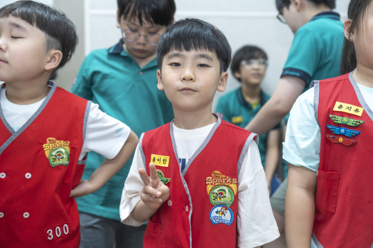 YTo1ODp7czo4OiJGaWxlTmFtZSI7czo0MDoiZmEyZTg5MDktN2UxNi00NmE4LWFhNjMtNTEyZDgzYzdiYzVlLmpwZyI7czoxMjoiRmlsZURhdGVUaW1lIjtpOjE3NTA0ODMyMjg7czo4OiJGaWxlU2l6ZSI7aToxNDE4Nzc2O3M6ODoiRmlsZVR5cGUiO2k6MjtzOjg6Ik1pbWVUeXBlIjtzOjEwOiJpbWFnZS9qcGVnIjtzOjEzOiJTZWN0aW9uc0ZvdW5kIjtzOjMwOiJBTllfVEFHLCBJRkQwLCBUSFVNQk5BSUwsIEVYSUYiO3M6ODoiQ09NUFVURUQiO2E6OTp7czo0OiJodG1sIjtzOjI2OiJ3aWR0aD0iMTc1MiIgaGVpZ2h0PSIxMTY4IiI7czo2OiJIZWlnaHQiO2k6MTE2ODtzOjU6IldpZHRoIjtpOjE3NTI7czo3OiJJc0NvbG9yIjtpOjE7czoxNzoiQnl0ZU9yZGVyTW90b3JvbGEiO2k6MDtzOjE1OiJBcGVydHVyZUZOdW1iZXIiO3M6NToiZi8yLjgiO3M6OToiQ29weXJpZ2h0IjtzOjQ6IllBQkMiO3M6MTg6IlRodW1ibmFpbC5GaWxlVHlwZSI7aToyO3M6MTg6IlRodW1ibmFpbC5NaW1lVHlwZSI7czoxMDoiaW1hZ2UvanBlZyI7fXM6NDoiTWFrZSI7czo0OiJTT05ZIjtzOjU6Ik1vZGVsIjtzOjg6IklMQ0UtN000IjtzOjExOiJYUmVzb2x1dGlvbiI7czo1OiIyNDAvMSI7czoxMToiWVJlc29sdXRpb24iO3M6NToiMjQwLzEiO3M6MTQ6IlJlc29sdXRpb25Vbml0IjtpOjI7czo4OiJTb2Z0d2FyZSI7czo1MjoiQWRvYmUgUGhvdG9zaG9wIExpZ2h0cm9vbSBDbGFzc2ljIDE0LjMuMSAoTWFjaW50b3NoKSI7czo4OiJEYXRlVGltZSI7czoxOToiMjAyNTowNjoyMSAxNDoxNDoyNCI7czo2OiJBcnRpc3QiO3M6NzoiWUFCQ19TRyI7czo5OiJDb3B5cmlnaHQiO3M6NDoiWUFCQyI7czoxNjoiRXhpZl9JRkRfUG9pbnRlciI7aToyNTQ7czo5OiJUSFVNQk5BSUwiO2E6Njp7czoxMToiQ29tcHJlc3Npb24iO2k6NjtzOjExOiJYUmVzb2x1dGlvbiI7czo0OiI3Mi8xIjtzOjExOiJZUmVzb2x1dGlvbiI7czo0OiI3Mi8xIjtzOjE0OiJSZXNvbHV0aW9uVW5pdCI7aToyO3M6MjE6IkpQRUdJbnRlcmNoYW5nZUZvcm1hdCI7aToxMDQwO3M6Mjc6IkpQRUdJbnRlcmNoYW5nZUZvcm1hdExlbmd0aCI7aToxODI4ODt9czoxMjoiRXhwb3N1cmVUaW1lIjtzOjU6IjEvMjAwIjtzOjc6IkZOdW1iZXIiO3M6NToiMjgvMTAiO3M6MTU6IkV4cG9zdXJlUHJvZ3JhbSI7aToxO3M6MTU6IklTT1NwZWVkUmF0aW5ncyI7aTo0MDA7czoxOToiVW5kZWZpbmVkVGFnOjB4ODgzMCI7aToyO3M6MTk6IlVuZGVmaW5lZFRhZzoweDg4MzIiO2k6NDAwO3M6MTE6IkV4aWZWZXJzaW9uIjtzOjQ6IjAyMzIiO3M6MTY6IkRhdGVUaW1lT3JpZ2luYWwiO3M6MTk6IjIwMjU6MDY6MjEgMTA6MTQ6NTAiO3M6MTc6IkRhdGVUaW1lRGlnaXRpemVkIjtzOjE5OiIyMDI1OjA2OjIxIDEwOjE0OjUwIjtzOjE5OiJVbmRlZmluZWRUYWc6MHg5MDEwIjtzOjY6IiswOTowMCI7czoxOToiVW5kZWZpbmVkVGFnOjB4OTAxMSI7czo2OiIrMDk6MDAiO3M6MTk6IlVuZGVmaW5lZFRhZzoweDkwMTIiO3M6NjoiKzA5OjAwIjtzOjE3OiJTaHV0dGVyU3BlZWRWYWx1ZSI7czoxNToiNzY0Mzg1Ni8xMDAwMDAwIjtzOjEzOiJBcGVydHVyZVZhbHVlIjtzOjE1OiIyOTcwODU0LzEwMDAwMDAiO3M6MTU6IkJyaWdodG5lc3NWYWx1ZSI7czo5OiI1NTM0LzI1NjAiO3M6MTc6IkV4cG9zdXJlQmlhc1ZhbHVlIjtzOjQ6IjAvMTAiO3M6MTY6Ik1heEFwZXJ0dXJlVmFsdWUiO3M6NzoiNzYwLzI1NiI7czoxMjoiTWV0ZXJpbmdNb2RlIjtpOjU7czoxMToiTGlnaHRTb3VyY2UiO2k6MDtzOjU6IkZsYXNoIjtpOjEzO3M6MTE6IkZvY2FsTGVuZ3RoIjtzOjY6IjQyMC8xMCI7czoxODoiU3ViU2VjVGltZU9yaWdpbmFsIjtzOjM6IjkwMyI7czoxOToiU3ViU2VjVGltZURpZ2l0aXplZCI7czozOiI5MDMiO3M6MTA6IkNvbG9yU3BhY2UiO2k6NjU1MzU7czoyMToiRm9jYWxQbGFuZVhSZXNvbHV0aW9uIjtzOjE0OiI2NDQ0OTMzOS8zMjc2OCI7czoyMToiRm9jYWxQbGFuZVlSZXNvbHV0aW9uIjtzOjE0OiI2NDQ0OTMzOS8zMjc2OCI7czoyNDoiRm9jYWxQbGFuZVJlc29sdXRpb25Vbml0IjtpOjM7czoxMDoiRmlsZVNvdXJjZSI7czoxOiIDIjtzOjk6IlNjZW5lVHlwZSI7czoxOiIBIjtzOjE0OiJDdXN0b21SZW5kZXJlZCI7aTowO3M6MTI6IkV4cG9zdXJlTW9kZSI7aToxO3M6MTI6IldoaXRlQmFsYW5jZSI7aToxO3M6MTY6IkRpZ2l0YWxab29tUmF0aW8iO3M6NToiMTYvMTYiO3M6MjE6IkZvY2FsTGVuZ3RoSW4zNW1tRmlsbSI7aTo0MjtzOjE2OiJTY2VuZUNhcHR1cmVUeXBlIjtpOjA7czo4OiJDb250cmFzdCI7aTowO3M6MTA6IlNhdHVyYXRpb24iO2k6MDtzOjk6IlNoYXJwbmVzcyI7aTowO3M6MTk6IlVuZGVmaW5lZFRhZzoweEE0MzIiO2E6NDp7aTowO3M6NjoiMjQwLzEwIjtpOjE7czo2OiI3MDAvMTAiO2k6MjtzOjU6IjI4LzEwIjtpOjM7czo1OiIyOC8xMCI7fXM6MTk6IlVuZGVmaW5lZFRhZzoweEE0MzQiO3M6MjE6IkZFIDI0LTcwbW0gRjIuOCBHTSBJSSI7fQ==