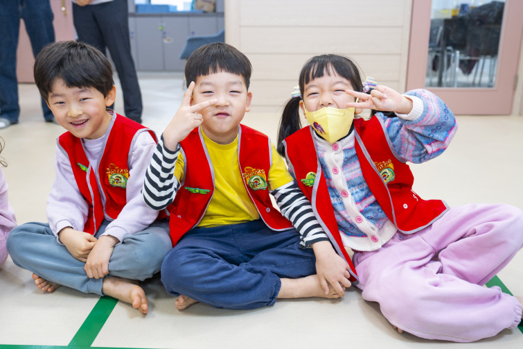 YTo1ODp7czo4OiJGaWxlTmFtZSI7czo0MDoiZmQwYTkxNTItYzRhOC00N2ZjLWE3YWYtZDIyN2NkMDkzOTE4LmpwZyI7czoxMjoiRmlsZURhdGVUaW1lIjtpOjE3NDIwMjQ1NDM7czo4OiJGaWxlU2l6ZSI7aToxNDkzMTE4O3M6ODoiRmlsZVR5cGUiO2k6MjtzOjg6Ik1pbWVUeXBlIjtzOjEwOiJpbWFnZS9qcGVnIjtzOjEzOiJTZWN0aW9uc0ZvdW5kIjtzOjMwOiJBTllfVEFHLCBJRkQwLCBUSFVNQk5BSUwsIEVYSUYiO3M6ODoiQ09NUFVURUQiO2E6OTp7czo0OiJodG1sIjtzOjI2OiJ3aWR0aD0iMTc1MiIgaGVpZ2h0PSIxMTY4IiI7czo2OiJIZWlnaHQiO2k6MTE2ODtzOjU6IldpZHRoIjtpOjE3NTI7czo3OiJJc0NvbG9yIjtpOjE7czoxNzoiQnl0ZU9yZGVyTW90b3JvbGEiO2k6MDtzOjE1OiJBcGVydHVyZUZOdW1iZXIiO3M6NToiZi8yLjgiO3M6OToiQ29weXJpZ2h0IjtzOjQ6IllBQkMiO3M6MTg6IlRodW1ibmFpbC5GaWxlVHlwZSI7aToyO3M6MTg6IlRodW1ibmFpbC5NaW1lVHlwZSI7czoxMDoiaW1hZ2UvanBlZyI7fXM6NDoiTWFrZSI7czo0OiJTT05ZIjtzOjU6Ik1vZGVsIjtzOjg6IklMQ0UtN000IjtzOjExOiJYUmVzb2x1dGlvbiI7czo1OiIyNDAvMSI7czoxMToiWVJlc29sdXRpb24iO3M6NToiMjQwLzEiO3M6MTQ6IlJlc29sdXRpb25Vbml0IjtpOjI7czo4OiJTb2Z0d2FyZSI7czo1MDoiQWRvYmUgUGhvdG9zaG9wIExpZ2h0cm9vbSBDbGFzc2ljIDE0LjIgKE1hY2ludG9zaCkiO3M6ODoiRGF0ZVRpbWUiO3M6MTk6IjIwMjU6MDM6MTUgMTU6NDQ6MzYiO3M6NjoiQXJ0aXN0IjtzOjc6IllBQkNfU0ciO3M6OToiQ29weXJpZ2h0IjtzOjQ6IllBQkMiO3M6MTY6IkV4aWZfSUZEX1BvaW50ZXIiO2k6MjUyO3M6OToiVEhVTUJOQUlMIjthOjY6e3M6MTE6IkNvbXByZXNzaW9uIjtpOjY7czoxMToiWFJlc29sdXRpb24iO3M6NDoiNzIvMSI7czoxMToiWVJlc29sdXRpb24iO3M6NDoiNzIvMSI7czoxNDoiUmVzb2x1dGlvblVuaXQiO2k6MjtzOjIxOiJKUEVHSW50ZXJjaGFuZ2VGb3JtYXQiO2k6MTAzODtzOjI3OiJKUEVHSW50ZXJjaGFuZ2VGb3JtYXRMZW5ndGgiO2k6MTk1MTY7fXM6MTI6IkV4cG9zdXJlVGltZSI7czo1OiIxLzIwMCI7czo3OiJGTnVtYmVyIjtzOjU6IjI4LzEwIjtzOjE1OiJFeHBvc3VyZVByb2dyYW0iO2k6MTtzOjE1OiJJU09TcGVlZFJhdGluZ3MiO2k6NDAwO3M6MTk6IlVuZGVmaW5lZFRhZzoweDg4MzAiO2k6MjtzOjE5OiJVbmRlZmluZWRUYWc6MHg4ODMyIjtpOjQwMDtzOjExOiJFeGlmVmVyc2lvbiI7czo0OiIwMjMyIjtzOjE2OiJEYXRlVGltZU9yaWdpbmFsIjtzOjE5OiIyMDI1OjAzOjE1IDEwOjE2OjI1IjtzOjE3OiJEYXRlVGltZURpZ2l0aXplZCI7czoxOToiMjAyNTowMzoxNSAxMDoxNjoyNSI7czoxOToiVW5kZWZpbmVkVGFnOjB4OTAxMCI7czo2OiIrMDk6MDAiO3M6MTk6IlVuZGVmaW5lZFRhZzoweDkwMTEiO3M6NjoiKzA5OjAwIjtzOjE5OiJVbmRlZmluZWRUYWc6MHg5MDEyIjtzOjY6IiswOTowMCI7czoxNzoiU2h1dHRlclNwZWVkVmFsdWUiO3M6MTU6Ijc2NDM4NTYvMTAwMDAwMCI7czoxMzoiQXBlcnR1cmVWYWx1ZSI7czoxNToiMjk3MDg1NC8xMDAwMDAwIjtzOjE1OiJCcmlnaHRuZXNzVmFsdWUiO3M6OToiNzQxNC8yNTYwIjtzOjE3OiJFeHBvc3VyZUJpYXNWYWx1ZSI7czo0OiIwLzEwIjtzOjE2OiJNYXhBcGVydHVyZVZhbHVlIjtzOjc6Ijc2MC8yNTYiO3M6MTI6Ik1ldGVyaW5nTW9kZSI7aTo1O3M6MTE6IkxpZ2h0U291cmNlIjtpOjA7czo1OiJGbGFzaCI7aToxMztzOjExOiJGb2NhbExlbmd0aCI7czo2OiIzMDAvMTAiO3M6MTg6IlN1YlNlY1RpbWVPcmlnaW5hbCI7czozOiI2MzgiO3M6MTk6IlN1YlNlY1RpbWVEaWdpdGl6ZWQiO3M6MzoiNjM4IjtzOjEwOiJDb2xvclNwYWNlIjtpOjY1NTM1O3M6MjE6IkZvY2FsUGxhbmVYUmVzb2x1dGlvbiI7czoxNDoiNjQ0NDkzMzkvMzI3NjgiO3M6MjE6IkZvY2FsUGxhbmVZUmVzb2x1dGlvbiI7czoxNDoiNjQ0NDkzMzkvMzI3NjgiO3M6MjQ6IkZvY2FsUGxhbmVSZXNvbHV0aW9uVW5pdCI7aTozO3M6MTA6IkZpbGVTb3VyY2UiO3M6MToiAyI7czo5OiJTY2VuZVR5cGUiO3M6MToiASI7czoxNDoiQ3VzdG9tUmVuZGVyZWQiO2k6MDtzOjEyOiJFeHBvc3VyZU1vZGUiO2k6MTtzOjEyOiJXaGl0ZUJhbGFuY2UiO2k6MDtzOjE2OiJEaWdpdGFsWm9vbVJhdGlvIjtzOjU6IjE2LzE2IjtzOjIxOiJGb2NhbExlbmd0aEluMzVtbUZpbG0iO2k6MzA7czoxNjoiU2NlbmVDYXB0dXJlVHlwZSI7aTowO3M6ODoiQ29udHJhc3QiO2k6MDtzOjEwOiJTYXR1cmF0aW9uIjtpOjA7czo5OiJTaGFycG5lc3MiO2k6MDtzOjE5OiJVbmRlZmluZWRUYWc6MHhBNDMyIjthOjQ6e2k6MDtzOjY6IjI0MC8xMCI7aToxO3M6NjoiNzAwLzEwIjtpOjI7czo1OiIyOC8xMCI7aTozO3M6NToiMjgvMTAiO31zOjE5OiJVbmRlZmluZWRUYWc6MHhBNDM0IjtzOjIxOiJGRSAyNC03MG1tIEYyLjggR00gSUkiO30=